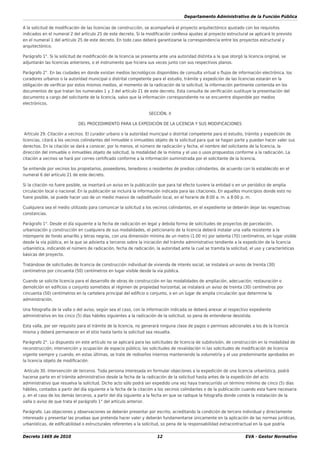 Departamento Administrativo de la Función Pública
Decreto 1469 de 2010 12 EVA - Gestor Normativo
A la solicitud de modiﬁcación de las licencias de construcción, se acompañará el proyecto arquitectónico ajustado con los requisitos
indicados en el numeral 2 del artículo 25 de este decreto. Si la modiﬁcación conlleva ajustes al proyecto estructural se aplicará lo previsto
en el numeral 1 del artículo 25 de este decreto. En todo caso deberá garantizarse la correspondencia entre los proyectos estructural y
arquitectónico.
Parágrafo 1°. Si la solicitud de modiﬁcación de la licencia se presenta ante una autoridad distinta a la que otorgó la licencia original, se
adjuntarán las licencias anteriores, o el instrumento que hiciera sus veces junto con sus respectivos planos.
Parágrafo 2°. En las ciudades en donde existan medios tecnológicos disponibles de consulta virtual o ﬂujos de información electrónica, los
curadores urbanos o la autoridad municipal o distrital competente para el estudio, trámite y expedición de las licencias estarán en la
obligación de veriﬁcar por estos mismos medios, al momento de la radicación de la solicitud, la información pertinente contenida en los
documentos de que tratan los numerales 1 y 3 del artículo 21 de este decreto. Esta consulta de veriﬁcación sustituye la presentación del
documento a cargo del solicitante de la licencia, salvo que la información correspondiente no se encuentre disponible por medios
electrónicos.
SECCIÓN. II
DEL PROCEDIMIENTO PARA LA EXPEDICIÓN DE LA LICENCIA Y SUS MODIFICACIONES
Artículo 29. Citación a vecinos. El curador urbano o la autoridad municipal o distrital competente para el estudio, trámite y expedición de
licencias, citará a los vecinos colindantes del inmueble o inmuebles objeto de la solicitud para que se hagan parte y puedan hacer valer sus
derechos. En la citación se dará a conocer, por lo menos, el número de radicación y fecha, el nombre del solicitante de la licencia, la
dirección del inmueble o inmuebles objeto de solicitud, la modalidad de la misma y el uso o usos propuestos conforme a la radicación. La
citación a vecinos se hará por correo certiﬁcado conforme a la información suministrada por el solicitante de la licencia.
Se entiende por vecinos los propietarios, poseedores, tenedores o residentes de predios colindantes, de acuerdo con lo establecido en el
numeral 6 del artículo 21 de este decreto.
Si la citación no fuere posible, se insertará un aviso en la publicación que para tal efecto tuviere la entidad o en un periódico de amplia
circulación local o nacional. En la publicación se incluirá la información indicada para las citaciones. En aquellos municipios donde esto no
fuere posible, se puede hacer uso de un medio masivo de radiodifusión local, en el horario de 8:00 a. m. a 8:00 p. m.
Cualquiera sea el medio utilizado para comunicar la solicitud a los vecinos colindantes, en el expediente se deberán dejar las respectivas
constancias.
Parágrafo 1°. Desde el día siguiente a la fecha de radicación en legal y debida forma de solicitudes de proyectos de parcelación,
urbanización y construcción en cualquiera de sus modalidades, el peticionario de la licencia deberá instalar una valla resistente a la
intemperie de fondo amarillo y letras negras, con una dimensión mínima de un metro (1.00 m) por setenta (70) centímetros, en lugar visible
desde la vía pública, en la que se advierta a terceros sobre la iniciación del trámite administrativo tendiente a la expedición de la licencia
urbanística, indicando el número de radicación, fecha de radicación, la autoridad ante la cual se tramita la solicitud, el uso y características
básicas del proyecto.
Tratándose de solicitudes de licencia de construcción individual de vivienda de interés social, se instalará un aviso de treinta (30)
centímetros por cincuenta (50) centímetros en lugar visible desde la vía pública.
Cuando se solicite licencia para el desarrollo de obras de construcción en las modalidades de ampliación, adecuación, restauración o
demolición en ediﬁcios o conjunto sometidos al régimen de propiedad horizontal, se instalará un aviso de treinta (30) centímetros por
cincuenta (50) centímetros en la cartelera principal del ediﬁcio o conjunto, o en un lugar de amplia circulación que determine la
administración.
Una fotografía de la valla o del aviso, según sea el caso, con la información indicada se deberá anexar al respectivo expediente
administrativo en los cinco (5) días hábiles siguientes a la radicación de la solicitud, so pena de entenderse desistida.
Esta valla, por ser requisito para el trámite de la licencia, no generará ninguna clase de pagos o permisos adicionales a los de la licencia
misma y deberá permanecer en el sitio hasta tanto la solicitud sea resuelta.
Parágrafo 2°. Lo dispuesto en este artículo no se aplicará para las solicitudes de licencia de subdivisión, de construcción en la modalidad de
reconstrucción; intervención y ocupación de espacio público; las solicitudes de revalidación ni las solicitudes de modiﬁcación de licencia
vigente siempre y cuando, en estas últimas, se trate de rediseños internos manteniendo la volumetría y el uso predominante aprobados en
la licencia objeto de modiﬁcación.
Artículo 30. Intervención de terceros. Toda persona interesada en formular objeciones a la expedición de una licencia urbanística, podrá
hacerse parte en el trámite administrativo desde la fecha de la radicación de la solicitud hasta antes de la expedición del acto
administrativo que resuelva la solicitud. Dicho acto sólo podrá ser expedido una vez haya transcurrido un término mínimo de cinco (5) días
hábiles, contados a partir del día siguiente a la fecha de la citación a los vecinos colindantes o de la publicación cuando esta fuere necesaria
y, en el caso de los demás terceros, a partir del día siguiente a la fecha en que se radique la fotografía donde conste la instalación de la
valla o aviso de que trata el parágrafo 1° del artículo anterior.
Parágrafo. Las objeciones y observaciones se deberán presentar por escrito, acreditando la condición de tercero individual y directamente
interesado y presentar las pruebas que pretenda hacer valer y deberán fundamentarse únicamente en la aplicación de las normas jurídicas,
urbanísticas, de ediﬁcabilidad o estructurales referentes a la solicitud, so pena de la responsabilidad extracontractual en la que podría
 