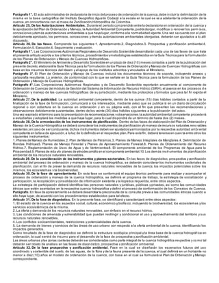 Parágrafo1°. El acto administrativo de declaratoria de inicio del proceso de ordenación de la cuenca,debe incluir la delimitación de la
misma en la base cartográfica del Instituto Geográfico Agustín Codazzi a la escala en la cual se va a adelantar la ordenación de la
cuenca, en concordancia con el mapa de Zonificación Hidrográfica de Colombia.
Artículo 25. De las Autorizaciones Ambientales. Durante el período comprendido entre la declaratoria en ordenación de la cuenca y
la aprobación del Plan de Ordenación y Manejo, la Autoridad Ambiental Competente,podrá otorgar, modificar o renovar los perm isos,
concesiones ydemás autorizaciones ambientales a que haya lugar, conforme a la normatividad vigente.Una vez se cuente con el plan
debidamente aprobado, los permisos, concesiones y demás autorizaciones ambientales otorgadas, deberán ser ajustados a lo allí
dispuesto.
Artículo 26. De las fases. Comprende las siguientes:1. Aprestamiento.2. Diagnóstico.3. Prospectiva y zonificación ambiental.4.
Formulación.5. Ejecución.6. Seguimiento y evaluación.
Parágrafo1°. Las Corporaciones Autónomas Regionales yde Desarrollo Sostenible desarrollarán cada una de las fases de que trata
el presente artículo acorde a los criterios técnicos,procedimientos ymetodologías establecidos en la Guía Técnica para la formulación
de los Planes de Ordenación y Manejo de Cuencas Hidrográficas.
Parágrafo2°. El Ministerio de Ambiente y Desarrollo Sostenible en un plazo de diez (10) meses contados a partir de la publicación del
presente decreto,elaborará la Guía Técnica para la Formulación de los Planes de Ordenación y Manejo de Cuencas Hidrográficas con
base en los insumos técnicos del Ideam y el apoyo de los institutos adscritos y vinculados al Ministerio.
Parágrafo 3°. El Plan de Ordenación y Manejo de Cuencas incluirá los documentos técnicos de soporte, incluyendo anexos y
cartografía resultante. Lo anterior, de conformidad con lo que se señale en la Guía Técnica para la formulación de los Planes de
Ordenación y Manejo de Cuencas Hidrográficas.
Parágrafo 4°. Las Corporaciones Autónomas Regionales y de Desarrollo Sostenible reportarán anualmente al componente de
Ordenación de Cuencas del módulo de Gestión del Sistema de Información de Recurso Hídrico (SIRH), el avance en los procesos d e
ordenación y manejo de las cuencas hidrográficas de su jurisdicción, mediante los protocolos y formatos que para ta l fin expida el
Ministerio.
Artículo 27. De la publicidad. La autoridad ambiental competente, dentro de los quince (15) días hábiles contados a partir de la
finalización de la fase de formulación, comunicará a los interesados, mediante aviso que se publica rá en un diario de circulación
regional o con cobertura en la cuenca en ordenación y en su página web, con el fin que presenten las recomendaciones y
observaciones debidamente sustentadas, dentro de los veinte (20) días hábiles siguientes a la publicación del aviso.
Una vez expirado el término para la presentación de recomendaciones yobservaciones la autoridad ambiental competente procede rá
a estudiarlas y adoptará las medidas a que haya lugar, para lo cual dispondrá de un término de hasta dos (2) meses.
Artículo 28. De la armonización de los instrumentos de planificación. Dentro de las fases de elaboración del Plan de Ordenación y
Manejo de la Cuenca Hidrográfica se deberá considerar los instrumentos de planificación y/o manejo de recursos naturales reno vables
existentes;en caso de ser conducente,dichos instrumentos deben ser ajustados yarmonizados por la respectiva autoridad ambi ental
competente en la fase de ejecución,a la luz de lo definido en el respectivo plan.Para este fin, deberá tenerse en cuen ta entre otros los
siguientes instrumentos:
1. Planes de Manejo de Humedales.2. Plan de Manejo de Páramos.3. Planes de Manejo Integrales de Manglares.4. Delimitación de
Rondas Hídricas5. Planes de Manejo Forestal y Planes de Aprovechamiento Forestal.6. Pla nes de Ordenamiento del Recurso
Hídrico.7. Reglamentación de Usos de Agua y de Vertimientos8. El componente ambiental de los Programas de Agua para la
Prosperidad.9.Planes de vida y/o planes de etnodesarrollo en el componente ambiental.10.Los demás instrumentos de planificación
ambiental de los recursos naturales renovables.
Artículo 29. De la consideración de los instrumentos y planes sectoriales. En las fases de diagnóstico, prospectiva y zonificación
ambiental del proceso de ordenación y manejo de la cuenca hidrográfica, se deberán considerar los instrumentos sectoriales de
planificación, con el fin de prever la demanda de recursos naturales renovables de la cuenca, los impactos potenciales sobre los
mismos, los ecosistemas y la biodiversidad.
Artículo 30. De la fase de aprestamiento. En esta fase se conformará el equipo técnico pertinente para realizar y acompañar el
proceso de ordenación y manejo de la cuenca hidrográfica, se definirá el programa de trabajo, la estrategia de socialización y
participación, la recopilación y consolidación de información existente y la logística requerida, entre otros aspectos.
La estrategia de participación deberá identificar las personas naturales y jurídicas, públicas y privadas, así como las comun idades
étnicas que estén asentadas en la respectiva cuenca hidrográfica y definir el proceso de conformación de los Consejos de Cuenca.
Parágrafo. En fase de aprestamiento se deberá desarrollar la preconsulta de la consulta previa a las comunidades étnicas cuando a
ello haya lugar, de acuerdo con los procedimientos establecidos para tal efecto.
Artículo 31. De la fase de diagnóstico. En la presente fase, se identificará y caracterizará entre otros aspectos:
1. El estado de la cuenca en los aspectos social, cultural, económico y biofísico, incluyendo la biodiversidad, los ecosistemas y los
servicios ecosistémicos de la misma.
2. La oferta y demanda de los recursos naturales renovables, con énfasis en el recurso hídrico.
3. Las condiciones de amenaza y vulnerabilidad que puedan restringir y condicionar el uso y aprovechamiento del territorio y sus
recursos naturales renovables.
4. Los conflictos socioambientales, restricciones y potencialidades de la cuenca.
5. La demanda de bienes y servicios de las áreas de uso urbano con respecto a la oferta ambiental de la cuenca, identificando los
impactos generados.
Como resultado de la fase de diagnóstico se definirá la estructura ecológica principal y la línea base de la cuenca hidrográf ica en
ordenación, la cual servirá de insumo para el desarrollo de la fase de prospectiva y zonificación ambiental.
Las áreas urbanas ylas zonas costeras deberán ser consideradas como parte integral de la cuenca hidrográfica respectiva y co mo tal
deberán ser objeto de análisis en las fases de diagnóstico, prospectiva y zonificación ambiental.
Artículo 32. De la fase prospectiva y zonificación ambiental. Fase en la cual se diseñarán los escenarios futuros del uso
coordinado y sostenible del suelo, de las aguas, de la flora y de la fauna presente de l a cuenca, el cual definirá en un horizonte no
menor a diez (10) años el modelo de ordenación de la cuenca, con base en el cual se formulará el Plan de Ordenación y Manejo
correspondiente.
 