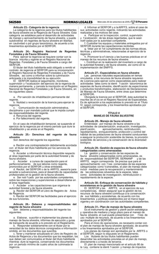 Miércoles 30 de setiembre de 2015 / El Peruano562580 NORMAS LEGALES
Artículo 23.- Categoría de la regencia
La categoría de la regencia para los títulos habilitantes
de fauna silvestre es la Regencia de Fauna Silvestre. Esta
categoría se establece para el desarrollo de actividades
de manejo y aprovechamiento de fauna silvestre, y puede
subdividirse en regentes de fauna silvestre en libertad,
en cautividad o por grupo taxonómico, de acuerdo a los
lineamientos aprobados por el SERFOR.
Artículo 24.- Registro Nacional de Regentes
Forestales y de Fauna Silvestre
Para ejercer la regencia se requiere contar con la
licencia inscrita y vigente en el Registro Nacional de
Regentes Forestales y de Fauna Silvestre a cargo del
SERFOR.
El titular del título habilitante está obligado a remitir el
contrato de regencia al SERFOR para su incorporación
al Registro Nacional de Regentes Forestales y de Fauna
Silvestre, así como a informar sobre la culminación
anticipada o la imposibilidad de su ejecución.
El SERFOR realiza el seguimiento, monitoreo,
supervisión y f scalización del ejercicio de la regencia de
manera permanente, y cancela la inscripción en el Registro
Nacional de Regentes Forestales y de Fauna Silvestre, en
los siguientes casos:
a. Por sanción de inhabilitación permanente del
regente.
b. Nulidad o revocación de la licencia para ejercer la
regencia.
c. Comunicación de resolución administrativa,
disciplinaria o por mandato judicial que le impida cumplir
las responsabilidades del regente.
d. Renuncia del regente.
e. Por fallecimiento del regente.
En el caso de inhabilitación temporal, se suspende el
ejercicio de la regencia por el mismo período que dure la
inhabilitación y se anota en el Registro.
Artículo 25.- Derechos del regente de fauna
silvestre
Son derechos del regente los siguientes:
a. Recibir una contraprestación debidamente acordada
con el titular del título habilitante por los servicios de
regencia.
b. Acceder a información técnica disponible respecto
al área regentada por parte de la autoridad forestal y de
fauna silvestre.
c. Acceder a cursos de capacitación para el
perfeccionamiento de sus labores como regente,
promovidos por el SERFOR u otras entidades.
d. Recibir, del SERFOR o de la ARFFS, asesoría para
acceder a subvenciones, para el desarrollo de capacidades
profesionales en la gestión de la fauna silvestre.
e. Ser noti f cado por las autoridades competentes,
sobre las inspecciones y supervisiones a desarrollarse en
el área regentada.
f. Acceder a las capacitaciones que organice la
autoridad forestal y de fauna silvestre.
g. Recibir del SERFOR el Libro de Registro de Actos
de Regencia.
h. Recibir del SERFOR las facilidades para el ejercicio
de sus funciones.
Artículo 26.- Deberes y responsabilidades del
regente de fauna silvestre
Son deberes y responsabilidades del regente los
siguientes:
a. Elaborar, suscribir e implementar los planes de
manejo de fauna silvestre, informes de ejecución y guías
de transporte de acuerdo a lo previsto en el Reglamento.
b. Responder solidariamente con el titular por la
veracidad de los datos técnicos consignados e información
omitida, en los documentos que suscriba.
c. Tener y mantener actualizado el Libro de Registro de
Actos de Regencia y los documentos que los respaldan, los
que deben ser comunicados al titular del título habilitante
mientras dure la regencia, conservando los documentos
por un periodo mínimo de cuatro años de culminada la
regencia.
d. Informar al SERFOR y a laARFFS, sobre el cese de
sus actividades como regente, indicando las actividades
realizadas y los motivos del cese.
e. Participar en la inspección, control, supervisión
y f scalización de las áreas regentadas, que le sean
notif cadas por la autoridad competente.
f. Custodiar los equipos y materiales entregados por el
SERFOR durante las capacitaciones recibidas.
g. Velar por el f el cumplimiento de las normas éticas,
técnicas y administrativas, relacionadas al ejercicio de la
regencia.
h. Promover la ef ciencia y las buenas prácticas en el
manejo de los recursos de fauna silvestre.
i. Contribuir en la realización del inventario a cargo de
la autoridad forestal y de fauna silvestre, así como en la
implementación del SNIFFS.
Artículo 27.- Especialistas en fauna silvestre
Las personas naturales especializadas en temas
vinculados a los recursos de fauna silvestre requieren
de Licencia para ejercer como especialistas para realizar
actividades tales como la identi f cación taxonómica de
especies de fauna silvestre, identif cación de especímenes
y productos transformados, elaboración de Declaraciones
de Manejo de Fauna Silvestre, entre otras que determine
el SERFOR.
Otorgada la licencia por el SERFOR, ésta autoridad la
inscribe de of cio en el Registro Nacional de Especialistas.
Es de aplicación a los especialistas lo previsto en el Título
IV, según corresponda, y los lineamientos aprobados por
el SERFOR.
TÍTULO V
MANEJO DE FAUNA SILVESTRE
Artículo 28.- Manejo de fauna silvestre
Entiéndase por manejo de fauna silvestre a las
actividades de caracterización, evaluación, investigación,
planif cación, aprovechamiento, reintroducción,
repoblamiento, enriquecimiento, protección y control del
hábitat de las poblaciones de fauna silvestre conducentes
a asegurar la producción sostenible de bienes, la provisión
sostenible de servicios y la conservación de la diversidad
biológica.
Artículo 29.- Gestión de especies de fauna silvestre
categorizadas como amenazadas
La gestión y conservación de las especies de
fauna silvestre categorizadas como amenazadas, es
de responsabilidad del SERFOR, SERNANP y de las
ARFFS, según corresponda. Se precisa que para el
aprovechamiento con f nes comerciales de las especies
categorizadas como Vulnerables, el plan de manejo debe
incluir medidas para la recuperación y mantenimiento
de las poblaciones silvestres de la especie, tales
como actividades de investigación, reintroducción o
repoblamiento de la especie.
Artículo 30.- Enfoque de conservación de hábitats y
ecosistemas en la gestión de fauna silvestre
El SERFOR y las ARFFS, en el ejercicio de sus
competencias, deben asegurar que la gestión de los
recursos de fauna silvestre contribuya a la conservación
de sus hábitats y ecosistemas, de acuerdo con los
lineamientos y políticas establecidos por el marco legal
vigente y en coordinación con las autoridades competentes.
Artículo 31.- Plan de manejo de fauna silvestre
Es el instrumento de gestión y planif cación estratégica
y operativa de mediano y largo plazo para el manejo de
fauna silvestre, el cual puede presentarse con f nes de
uso múltiple de recursos, de acuerdo a los lineamientos
aprobados por el SERFOR.
Para el inicio de operaciones, es necesario contar con
el plan de manejo de fauna silvestre aprobado, de acuerdo
a los lineamientos aprobados por el SERFOR.
Los planes de manejo son aprobados por la ARFFS o
el SERFOR, según lo dispuesto en el Reglamento.
Los titulares de los títulos habilitantes pueden
desarrollar las actividades previstas en el plan de manejo,
directamente o a través de terceros.
El plan de manejo mencionado en el artículo 86 de
la Ley, contiene la identi f cación y manejo de impactos
 