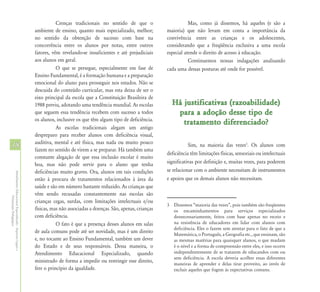 Crenças tradicionais no sentido de que o                       Mas, como já dissemos, há aqueles (e são a
                                                            ambiente de ensino, quanto mais especializado, melhor;         maioria) que não levam em conta a importância da
                                                            no sentido da obtenção de sucesso com base na                  convivência entre as crianças e os adolescentes,
                                                            concorrência entre os alunos por notas, entre outros           considerando que a freqüência exclusiva a uma escola
                                                            fatores, vêm revelando-se insuficientes e até prejudiciais     especial atende o direito de acesso à educação.
                                                            aos alunos em geral.                                                      Continuemos nossas indagações analisando
                                                                       O que se persegue, especialmente em fase de         cada uma dessas posturas até onde for possível.
                                                            Ensino Fundamental, é a formação humana e a preparação
                                                            emocional do aluno para prosseguir nos estudos. Não se
                                                            descuida do conteúdo curricular, mas esta deixa de ser o
                                                            eixo principal da escola que a Constituição Brasileira de
                                                            1988 previu, adotando uma tendência mundial. As escolas          Há justificativas (razoabilidade)
                                                            que seguem essa tendência recebem com sucesso a todos             para a adoção desse tipo de
                                                            os alunos, inclusive os que têm algum tipo de deficiência.
                                                                                                                                tratamento diferenciado?
                                                                       As escolas tradicionais alegam um antigo
                                                            despreparo para receber alunos com deficiência visual,
                                                            auditiva, mental e até física, mas nada ou muito pouco
18                                                          fazem no sentido de virem a se preparar. Há também uma
                                                                                                                                      Sim, na maioria das vezes3. Os alunos com
                                                                                                                           deficiência têm limitações físicas, sensoriais ou intelectuais
                                                            constante alegação de que essa inclusão escolar é muito
                                                            boa, mas não pode servir para o aluno que tenha                significativas por definição e, muitas vezes, para poderem
                                                            deficiências muito graves. Ora, alunos em tais condições       se relacionar com o ambiente necessitam de instrumentos
Atendimento Educacional Especializado - Aspectos Legais e




                                                            estão à procura de tratamentos relacionados à área da          e apoios que os demais alunos não necessitam.
                                                            saúde e são em número bastante reduzido. As crianças que
                                                            vêm sendo recusadas constantemente nas escolas são
               Orientação Pedagógica




                                                            crianças cegas, surdas, com limitações intelectuais e/ou
                                                                                                                           3 Dissemos “maioria das vezes”, pois também são freqüentes
                                                            físicas, mas não associadas a doenças. São, apenas, crianças     os encaminhamentos para serviços especializados
                                                            com deficiência.                                                 desnecessariamente, feitos com base apenas no receio e
                                                                       O fato é que a presença desses alunos em salas        na resistência de educadores em lidar com alunos com
                                                                                                                             deficiência. Eles o fazem sem atentar para o fato de que a
                                                            de aula comuns pode até ser novidade, mas é um direito
                                                                                                                             Matemática, o Português, a Geografia etc., que ensinam, são
                                                            e, no tocante ao Ensino Fundamental, também um dever             as mesmas matérias para quaisquer alunos, o que mudam
                                                            do Estado e de seus responsáveis. Dessa maneira, o               é o nível e a forma de compreensão entre eles, e isso ocorre
                                                            Atendimento Educacional Especializado, quando                    independentemente de se tratarem de educandos com ou
                                                                                                                             sem deficiência. A escola deveria acolher essas diferentes
                                                            ministrado de forma a impedir ou restringir esse direito,
                                                                                                                             maneiras de aprender e delas tirar proveito, ao invés de
                                                            fere o princípio da igualdade.                                   excluir aqueles que fogem às expectativas comuns.
 