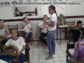 Sala da 4ª Série com professora para os deficientes auditivos;