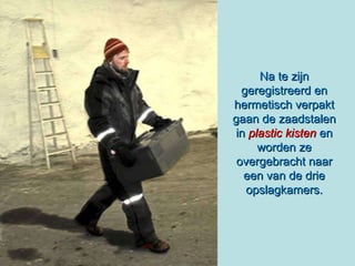 Na te zijn geregistreerd en hermetisch verpakt gaan de zaadstalen in  plastic kisten  en worden ze overgebracht naar een van de drie opslagkamers. 