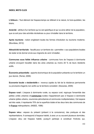Le bureau d'étonnement
Pour mener nos projets de manière à impliquer un champ large de la population
stéphanoise et bagnolaise (habitants temporaires et permanents) dans les projets de
revitalisation des centres bourgs, nous avons entrepris d'ouvrir un lieu mobile et éphémère
que l'on a nommé « bureau d'étonnement », qui avait plusieurs vocations :
-Centraliser tous les projets concernant la revitalisation des centres bourgs
-Apporter un regard décalé, humoristique sur le village, mais aussi un regard neutre,
objectif et extérieur, qui peut aider à prendre du recul dans ce village pratiqué et vécu tous
les jours par les habitants.
-Favoriser l'aspect « participatif » des projets en amenant les habitants à se confier sur
ces derniers et à apporter leur ressenti sur le village. Les habitants pouvaient venir
librement donner leurs avis, leurs idées.
-Apporter un lieu qui dénote par rapport à l'ambiance générale du village afin d'amener à
la curiosité et ainsi capter des visiteurs.
A noter que ce lieu nous a beaucoup apporté dans l'étude sociologique des communes.
19
Photo extérieur du bureau d'étonnement à
Saint Etienne du Valdonnez
Photo de l'intérieur du bureau d'étonnement à Saint Etienne
du Valdonnez lors de son inauguration
 