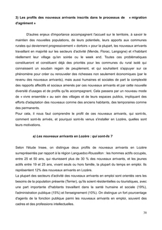 Pour Stock (2006)5
, c'est l'articulation des pratiques des lieux des individus. Il insiste sur
l'interdépendance des mobilités et la nécessité d'intégrer tous les lieux, pas seulement
ceux liés à la résidence. Par pratique, il entend « le faire avec les lieux », les lieux de
l'individu, ce qui induit une intentionnalité mais également l'intégration des
représentations. Pour lui, les lieux ne sont pas préexistants mais sont créés par les
individus et dépendent de ces derniers.
Mathis Stock (2012) parle de l'habiter comme le « faire avec l'espace et part du principe
que l'humain n'est pas passif dans son mode d'existence, mais actif. L'individu est un
acteur au sens plein, et non pas un agent. Les dimensions spatiales ne sont pas
extérieures à l'individu, mais font parties de la pratique. « De l'espace est incorporé
partout : dans les lois, les corps, la Terre, les techniques, l'amour etc, dans tout ce que
nous propose notre « vie quotidienne ». Les lieux sont constitutifs des pratiques. » Le
terme « Habiter » est utilisé pour appréhender et assimiler cette dimension spatiale des
pratiques.
Pour Stock, les « modes d'habiter » sont des « modes d'engagement » définis comme le
couplage entre intentionnalité et le rapport au monde engagé dans la pratique. On part du
problème de l'intentionnalité des individus qui n'est pas identique, les même lieux ne sont
donc pas fréquentés pour les mêmes pratiques : donc, le mode d'habiter varie.
Mais Stock va plus loin que la simple appellation de « mode d'habiter », en proposant
également le « style d'habiter » dans le but de pointer l'individualisation et la dimension
spatiale des styles de vie comprenant l'ensemble des lieux et mouvements effectués.
« Les styles d'habiter expriment l'avènement des habitants temporaires plutôt que ceux
des habitants permanents, ainsi que l'avènement des individus géographiquement pluriels
et relativement plus différenciés les uns par rapport à d'autres ».
Il évoque enfin la notion de « régime d'habiter » afin d'exprimer les rapports dominants-
dominés au sein des sociétés humaines, aux lieux géographiques et à l'espace dans leurs
multiples dimensions. Pour lui, « le régime d'habiter contemporain, après la révolution
numérique et des mobilités, est caractérisé par la poly-topicité et la capacité à gérer de
plus en plus précisément les lieux géographiques adéquats ».
5 Stock, M., 2006. « L'hypothèse de l'habiter poly-topique : pratiquer les lieux géographiques dans les sociétés à
individus mobiles », EspaceTemps.net, Textuel, mis en ligne le 26/02/2006 (disponible sur
http://espacestemps.net/document1853.html).
8
 