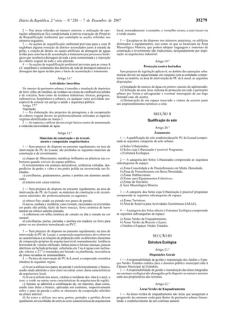 Diário da República, 2.ª série — N.º 236 — 7 de Dezembro de 2007                                                                           35279

   2 — Nas áreas referidas no número anterior, a realização de ope-           local, nomeadamente: o castanho, o vermelho escuro, o azul escuro ou
rações urbanísticas fica condicionada à prévia execução de Projecto           o verde escuro.
de Requalificação Ambiental que contemple as acções referidas nos
números seguintes.                                                               5 — Exceptua-se do disposto nos números anteriores, os edifícios
   3 — As acções de requalificação ambiental previstas para a zona B          destinados a equipamentos, tais como os que se localizam na Área
englobam alguma remoção de detritos acumulados junto à estrada da             Museológica Mineira, que podem adoptar linguagem e materiais de
pirite, a criação de drenos ou canais artificiais de drenagem de águas        construção e revestimento não tradicionais, designadamente por inspi-
ácidas para uma bacia de acumulação e tratamento por processos bioló-         ração na arquitectura industrial.
gicos que receberá a drenagem de toda a área contaminada e a reposição
do coberto vegetal de todo o solo alterado.                                                                Artigo 19.º
   4 — As acções de requalificação ambiental previstas para as zonas A
e C englobam o isolamento dos detritos da rede de drenagem natural e a                            Protecção contra incêndios
drenagem das águas ácidas para a bacia de acumulação e tratamento.               Sem prejuízo da legislação aplicável, no âmbito das operações urba-
                                                                              nísticas devem ser equacionadas em conjunto com as entidades compe-
                               Artigo 16.º                                    tentes na matéria, na área de intervenção do PU do Lousal, as seguintes
                                                                              disposições:
                        Actividades Interditas
                                                                                 a) Instalação de marcos de água em pontos cruciais do aglomerado;
   No interior do perímetro urbano, é interdita a instalação de depósitos
                                                                                 b) Definição de uma faixa mínima de protecção em todo o perímetro
de ferro velho, de entulhos, de resíduos ou cinzas de combustíveis sólidos
                                                                              urbano por forma a salvaguardar a eventual interrupção de um fogo
e de veículos, bem como de resíduos industriais, tóxicos, perigosos,
                                                                              florestal caso ele ocorra;
radioactivos, hospitalares e urbanos, ou qualquer outra actividade sus-
                                                                                 c) Demarcação de um espaço reservado a viatura de socorro junto
ceptível de colocar em perigo a saúde e segurança pública.
                                                                              aos empreendimentos turísticos a criar.
   Artigo 17.º
   Vegetação
   1 — Na elaboração dos projectos de paisagismo e de recuperação
do coberto vegetal devem ser preferencialmente utilizadas as espécies
                                                                                                          SECÇÃO II
vegetais identificadas no Anexo I.                                                                    Qualificação do solo
   2 — As espécies a utilizar devem exigir baixos custos de manutenção
e reduzida necessidade de água.
                                                                                                           Artigo 20.º
                               Artigo 18.º                                                                 Zonamento
                Materiais de construção e de revesti-                           1 — A qualificação do solo estabelecida pelo PU do Lousal compre-
                mento e composição arquitectónica                             ende as seguintes categorias de solo urbano:
   1 — Sem prejuízo do disposto no presente regulamento, na área de             a) Solos Urbanizados;
intervenção do PU do Lousal, são proibidos os seguintes materiais de            b) Solos cuja Urbanização é possível Programar;
construção e de revestimento:                                                   c) Estrutura Ecológica.
  a) chapas de fibrocimento, metálicas brilhantes ou plásticas nas co-          2 — A categoria dos Solos Urbanizados compreende as seguintes
berturas quando visíveis do espaço público;                                   subcategorias de espaço:
  b) revestimentos em azulejos decorativos, cerâmicas vidradas, des-
perdícios de pedra e vidro e em pedra polida ou envernizada nas fa-             a) Zona Consolidada e de Preenchimento em Média Densidade;
chadas;                                                                         b) Zona de Preenchimento em Baixa Densidade;
  c) caixilharias, gradeamentos, portas e portões em alumínio anodi-            c) Zonas Habitacionais;
zado;                                                                           d) Zonas para Equipamentos Colectivos;
  d) estores com caixa exterior.                                                e) Zonas de Terciário;
                                                                                f) Área Museológica Mineira.
   2 — Sem prejuízo do disposto no presente regulamento, na área de
intervenção do PU do Lousal, os materiais de construção e de revesti-           3 — A categoria dos Solos cuja Urbanização é possível programar
mento admitidos são preferencialmente os seguintes:                           compreende as seguintes subcategorias de espaço:
  a) reboco fino caiado ou pintado nos panos de parede;                         a) Zonas Turísticas;
  b) socos, cunhais e molduras, caso existam, executados ou revestidos          b) Área de Reserva para Actividades Económicas (ARAE).
em pedra não polida, tijolo de barro maciço, forra cerâmica de barro
natural ou reboco saliente pintado;                                              4 — A categoria dos Solos afectos à Estrutura Ecológica compreende
  c) coberturas em telha cerâmica de canudo ou aba e canudo na cor            as seguintes subcategorias de espaço:
natural;                                                                        a) Áreas Verdes de Enquadramento;
  d) caixilharias, portas, portadas e portões em madeira ou ferro para          b) Áreas Verdes de Recreio e Lazer;
pintar ou em alumínio termolacado ou PVC.                                       c) Jardins e Espaços Verdes Tratados.
   3 — Sem prejuízo do disposto no presente regulamento, na área de
intervenção do PU do Lousal, a composição arquitectónica deve observar                                    SECÇÃO III
as características e as relações de proporção entre os diferentes elementos
de composição próprias da arquitectura local, nomeadamente: tendência                                 Estrutura Ecológica
horizontal do volume edificado, linhas puras e formas maciças, poucas
aberturas na fachada principal, coberturas em 2 ou 4 águas com inclina-                                    Artigo 21.º
ção inferior a 27.º e rematadas por beirado ou platibanda, inexistência
de pisos recuados ou amansardados.                                                                     Disposições Gerais
   4 — Na área de intervenção do PU do Lousal, a composição cromática           1 — A responsabilidade de gestão e manutenção dos Jardins e Espa-
obedece às seguintes regras:                                                  ços Verdes Tratados cedidos para o domínio público municipal cabe à
  a) A cor a utilizar nos panos de parede é preferencialmente o branco,       Câmara Municipal de Grândola.
sendo ainda admitido o ocre claro ou outras cores claras características        2 — A responsabilidade de gestão e manutenção das áreas integradas
da arquitectura local;                                                        na estrutura ecológica não abrangidas pelo disposto no número anterior
  b) A cor a utilizar nos socos, cunhais e molduras dos vãos é o azul, o      cabe aos proprietários dos terrenos.
ocre, o verde ou outras cores características da arquitectura da região;
  c) Apenas se admitirá a combinação de, no máximo, duas cores,                                            Artigo 22.º
sendo uma delas o branco, aplicadas em contraste, respectivamente
                                                                                               Áreas Verdes de Enquadramento
sobre o pano de parede e sobre os elementos de composição referidos
na alínea anterior;                                                              1 — As áreas verdes de enquadramento são áreas que asseguram a
  d) As cores a utilizar nos aros, portas, portadas e portões devem           progressão da estrutura verde para dentro do perímetro urbano fomen-
igualmente ser escolhidas de entre as cores características da arquitectura   tando o estabelecimento de um contínuo natural.
 