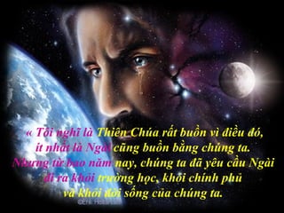 « Tôi nghĩ là Thiên Chúa rất buồn vì điều đó,
ít nhất là Ngài cũng buồn bằng chúng ta.
Nhưng từ bao năm nay, chúng ta đã yêu cầu Ngài
đi ra khỏi trường học, khỏi chính phủ
và khỏi đời sống của chúng ta.
 