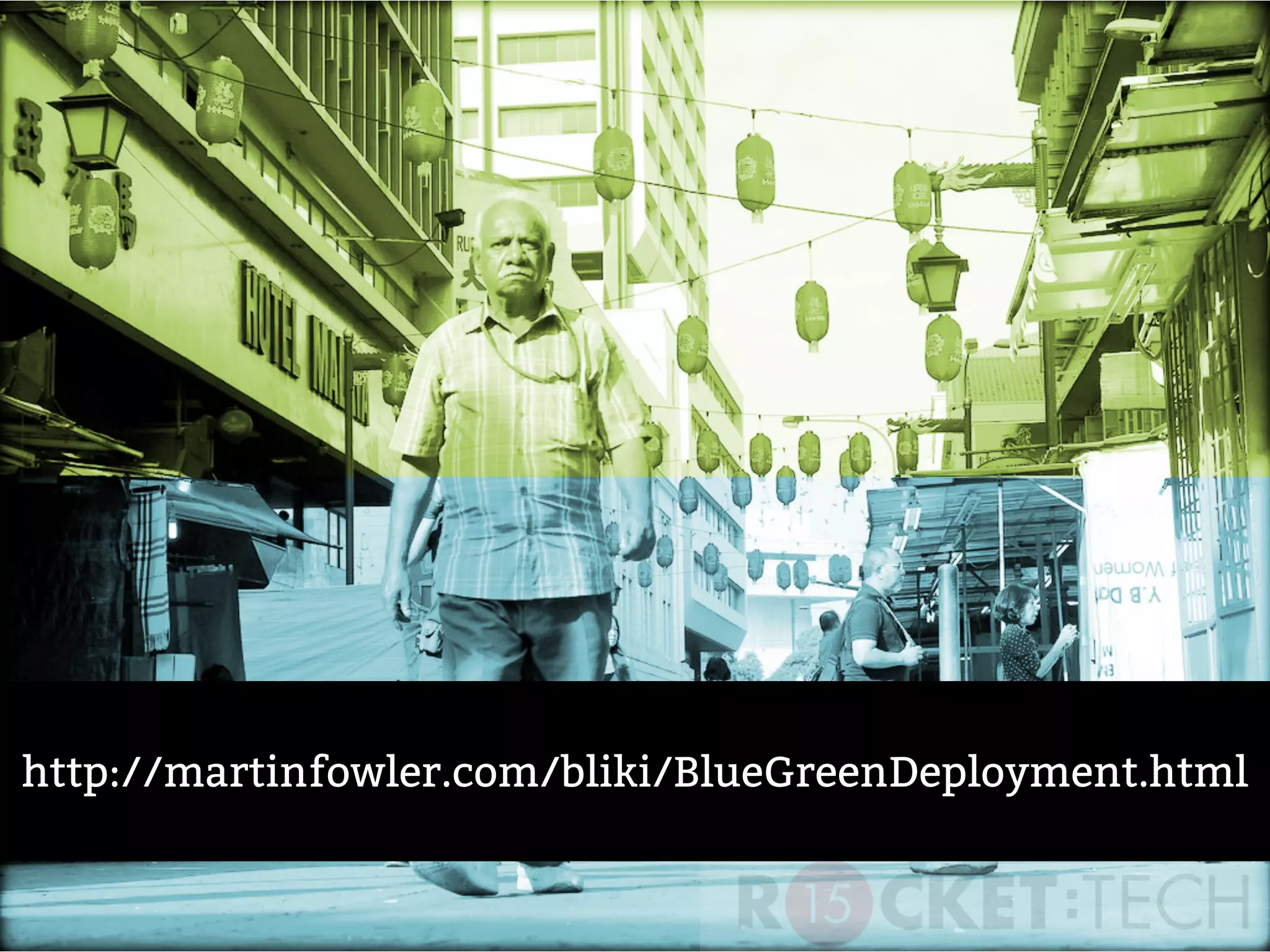http://martinfowler.com/bliki/BlueGreenDeployment.html
 