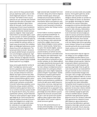 EYLÜL-EKİM
26
yönü, üzerine bir kitap yazılacak kadar
çok şey söylemeye açıktır, ama en özlü
olarak değinmek istiyorum. 1915 soy-
kırımıyla “hal”ledilen Ermeni sorunu
çokuluslu bir yarı-sömürge olan Osmanlı
devleti üzerinde etkisi ve hesapları olan
emperyalist devletlerin ilgisiz kalma-
dıkları bir konuydu. İçerde meramını
anlatamayan Ermeni ulusal hareketinin
de reform taleplerini dışarıya duyurma-
sı, büyük devletlerden destek bulmaya
çalışması olağandı. Fakat emperyalist
hükümetlerin bu konudaki ilgileri, taraf-
lar arası oynayan ve birbirini çelmeleyen
diplomasi numaraları, belki de başka hiç
bir örnekle kıyaslanmayacak ölçüde bu
sorunu tehlikeli bir çıkmaza sokmuş, ni-
hayeti savaş durumunda Türk milliyetçi-
liğinin işi bildiği gibi halletmesine zemin
oluşturmuş ve bir çok diplomatın “hiç
karışmasak daha iyi olurdu” demesine
yol açacak şekilde faciayla sonuçlanma-
sının sorumluluğunu paylaşmıştı. İngil-
tere, Fransa ve Rusya’nın böyle bir payı
varken, Almanya ise doğrudan Osmanlı
genelkurmayını yöneten büyük müttefik
olarak soykırımın suç ortağıydı.
Savaş sonrası galip devletler tarihte ilk
defa “insanlığa karşı işlenmiş suçlar”
tanımını yaparak bu olayın yargılanması
için İstanbul Hükümetine etki yaptılar-
sa da, sonradan Ankara’nın direncini
dikkate alıp İngiliz esirlerine karşı Mal-
ta’daki soykırım suçlularını salıvererek o
davanın yüzüstü kalması gibi bir utancı
da paylaştılar. Fransızlar Kilikya’da top-
raklarına geri yerleşme umudundaki
Ermenileri kullanmaya çalıştıktan sonra
Ankara’yla anlaşıp savaştan çekilirken
onbinlerce bahtsız göçmeni tekrar kırıl-
ma ve sürülme dramıyla yüzyüze bıraktı-
lar. Rusya’da devrim olmuş, Rus ordusu
cephelerden çekilmiş, Sovyet hükümeti
“Rusya’nın savaş hukukuna uygun olarak
işgal ettiği tek yer Türk Ermenistanı’dır”
tespitiyle çekilme öncesinde Erzincan’a
kadar olan bölgede kırım artığı Erme-
nilerin güvenliğini temin etmek üzere
bir mütareke ve ona bağlı dekretler
imzalamıştı. Ama kendi güçlerinin
çabucak çekilmesiyle o “güvence”ler
kağıt üstünde kaldı, Karabekir’lerin tüm
Ermenileri söküp atma histerisi dizginsiz
yeniden harekete geçti. Ankara jeo-
stratejik konumuyla bütün tarafların
teveccühünü kazandı. İngilizler Sevr’in,
Amerikalılar Wilson prensiplerinin arka-
sında durmadı. Sonunda Sovyetler dahil
hepsinin azami hassasiyet ve bonkörce
tavizlerine mazhar olan Türkiye Cumhu-
riyeti kuruldu.
Ermeni halkının onulmaz trajedisi bir
güzel unutulmaya terkedilmişti. Ta
ki 1970-80’lerde ASALA o vicdansız
suskunluğun merkezlerinde savunul-
ması hoş olmayan silahlı eylemleriyle
mazlumların çığlığını duyuruncaya
kadar. Böylece kulağının üstüne yatmış
olanların rahatı bozuldu. Rahatı bozu-
lan yalnız Türk devleti değildi, soykırım
muhakemesini utanç verici şekilde
yüzüstü bırakmış ve tarihsel sorumlu-
luklarını kostümlerinin üzerindeki tozlar
gibi silkelemiş olan hükümetlerdi. Aynı
dönem 50’ye yakın ülkeye dağılmış
durumdaki soykırım kurbanlarının yeni
nesilleri yetişiyor, bir dizi ülkede eğitimli
ve entegre yaşamlarıyla kamuoyuna etki
yapma gücünü buluyorlardı. İlk kuşak-
tan olan, dolaysız tanıklığı bulunanlar o
zamana kadar her yerde geniş iletişim
sağlayıp yazılı anılar, bilgiler toplayarak
yüzlerce kitaplık “huşamadyan” (bellek
kütüphanesi) meydana getirmişlerdi.
Yeni nesiller dedelerinin ahıyla yetişi-
yordu. Ermeni diasporası bulunduğu
ülkelerin parlamentolarına, politikacıla-
rına bu kor gibi yanan adalet davasının
duyurulması, tanınması, kabul görmesi
ve Türkiye’yi yüzleşmeye zorlaması için
etki yapmayacak da ne yapacaktı? Ulus-
lararası yargı yolunun çetrefilli ve tıkanık
göründüğü durumda ülkelerin yasama
organlarında alınacak sonuçlarla belki
bir gün o yolu da açmak üzere birikim
sağlama çabası bugüne kadar 20’den
fazla ülkenin 1915’i resmen soykırım
olarak tanımasını getirdi.
Bu hiç bir ülke parlamentosunun ne
durduk yerde bahşettiği, ne de rüşvetle
verdiği birşeydir. Politikacılar oya tahvil
etmek için sorunlara kulak verip vaadde
bulunur. Yerine getirir getirmez, kendi
bilecekleri iştir. Seçmenler de böyle
olduğunu bilerek yeniden ve yeniden en
yakıcı talepleri ile bastırır, bu demokra-
sinin gereğidir. Bulunduğu her ülkede
Ermenilerin bu seçmen kitlesinden,
propaganda ve tanıtma etkinliklerinden
ve evet lobiyse lobi yapma çabasından
başka bir silahı olmamış, hükümetlere
Türkiye gibi rüşvet dağıtacak zenginlik-
te bir Ermenistan da bulunmadığı için
soykırımı tanıyan parlamento kararları
büyük ağırlıkla demokratik kanallardan
hayat hakkı bulmuştur. Buna karşılık
ABD, Britanya ve İsrail başta olmak üze-
re bir dizi ülkede halen bunun gerçekleş-
mesini önleyen Türkiye’nin jeo-stratejik
önemde partnerlik durumuyla beraber
rüşvet, şantaj ve sair silahlarını sonuna
kadar kullanmasıdır.
Soruna emperyalizm diye bir olgunun
var olduğu ve onun yedeğine düşme-
mek gerektiği açısından bakınca şunu
söyleyebiliriz. Evet tutarlı demokratların
bunu dikkate almaları gerekir. Fakat bu
emperyalist ülkelerin parlamentoları
ve hükümetlerine belli taleplerle etki
yapmaya engel değil. Onlar bu gibi ko-
nuları kendi çıkarları için kullanabilirler
diye geri durmak sorunun uluslararası
yankılarını büyütmekten feragat anla-
mına gelir. Yalnız örneğin Türk devletine
etkisi büyük olabilecek ABD’nin ve ikinci
dereceden başkalarının seneden seneye
1915’le ilgili tasarıları yasama organ-
larına getirip tam kabul edilecekken
Türkiye’den kendi hesaplarına önemse-
dikleri bir tavizi koparmaya karşılık geri
çekmeleri vb durumlar rahatsız edicidir.
Özü insanlık trajedisi olan bir konunun
onlar tarafından bayağı koz gibi kulla-
nılmasına özellikle davanın sahipleri
tarafından tepki gösterilmesi gerekir.
Böyle bir durum her 24 Nisan arifesinde
Türk egemenlerinin nefeslerini tutup
ABD başkanının ağzına bakmalarını,
hop oturup hop kalkmalarını getiriyor.
Aslında bu inkarcılığın çekmek zorunda
kaldığı bir ceremedir. Onurlu davranış
tarihle adam gibi yüzleşip sorunu doğ-
 