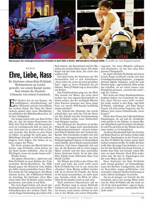 GUIDO MENTZ / ACTION PRESS




                                                                                                                                            DDP IMAGES / DAPD
Abtransport der niedergeschossenen El-Halabi im April 2011 in Berlin, WM-Kämpferin El-Halabi 2009: Er wollte sie zum Krüppel machen

                                             Rola stürzte, das Kreuzband und der Me- rapeuten. Sie muss Muskeln aufbauen
                 BOXEN                       niskus des rechten Knies rissen. Die dritte und abnehmen, sie hat fast zehn Kilo-
                                             Kugel traf das linke Knie, die vierte den gramm Übergewicht.

Ehre, Liebe, Hass                            rechten Fuß.                                   Im April will Rola El-Halabi mit ihrem
                                                Erst dann hörte der Stiefvater auf. Wi- Coach Jürgen Grabosch wieder mit dem
                                             derstandslos ließ er sich festnehmen. Grundlagentraining beginnen. „Langsam,
Ihr Stiefvater schoss Rola El-Halabi,        „Jetzt siehst du, wozu du mich getrieben dreimal täglich Ausdauer, sechs bis acht
      Weltmeisterin im Leicht-               hast“, sagte er, bevor Polizisten ihn ab- Wochen lang“, sagt Grabosch. Rola werde
 gewicht, vor einem Kampf nieder.            führten. Rola El-Halabi lag in ihrem Blut das schaffen, sie sei schon immer eine
                                             am Boden.                                    Kämpferin gewesen, „mental sehr stark“,
      Nun träumt die Deutsch-                   Das Familiendrama ging um die Welt. sagt der Trainer.
  Libanesin von einem Comeback.              Wie konnte ein Mann, der seine Stief-          Ihre Ärzte am Ulmer Bundeswehrkran-
                                             tochter wie sein eigenes Kind geliebt zu kenhaus halten ein Comeback für mög-


E
       lf Narben hat sie am Körper, die      haben schien, der der wichtigste Mentor lich, denn Nerven seien nicht zerstört.
       auffälligsten, streichholzlang, auf   ihrer Karriere gewesen war, diese junge Sie wolle zurück in den Ring, sagt Rola
       der Oberseite und der Innenfläche     Frau vor einem WM-Kampf kaltblütig El-Halabi, unbedingt: „Ich habe diesen
der rechten Hand. Die Haut des Hand-         niederschießen?                              Traum. Ich sehe meine Gegnerin, das Pu-
rückens spannt über einer Metallplatte,         Die Absicht des Attentats, das wurde blikum, höre meine Einlaufmusik, einen
sie stabilisiert die Mittelhandknochen. Es   schnell klar, war nicht der Tod der Boxe- Gospel.“
ist ihre Schlaghand.                         rin. Die Absicht war ihre Verstümmelung.       Hinter dem Tresen des Cafés läuft Kosta
   Vor knapp einem Jahr war Rola El-Ha-      Roy El-Halabi wollte seine Stieftochter Papastergiou, 28, auf und ab. Gestikulie-
labi, 26, eine der besten Boxerinnen der     zum Krüppel machen.                          rend spricht er ins Telefon, in einem Mix
Welt, ihre Titel als Welt- und Europameis-      Das Schicksal der Sportlerin ist großer aus Schwäbisch und Griechisch. Ein Künst-
terin im Leichtgewicht hält sie noch im-     Filmstoff, der längst auch amerikanische ler soll Pin-up-Girls an die Wände des Do-
mer. Jetzt sitzt sie in einem Café in Ulm    Produzenten interessiert – derzeit verhan- mino malen, es ist kompliziert.
und versucht, ihre Rechte zu einer Faust     delt Rola El-Halabi über den Verkauf der       An ihrem Krankenbett hielt der Grieche
zu ballen. Es gelingt ihr nicht ganz, der    Rechte. Ihre Geschichte erzählt vom Auf- um Rolas Hand an, die beiden wollen bald
Mittelfinger krampft, er will den anderen    stieg einer Immigrantenfamilie aus dem heiraten. Papastergiou ist der Grund, war-
Fingern nicht folgen. Die Sehne ist zu       Bürgerkriegsland Libanon in Deutschland, um Roy El-Halabi das Leben seiner Stief-
kurz, wegen der Platte.                      einer Familie, deren Bande unzertrennlich tochter zerstören wollte. Er wollte die Kon-
   Die Ärzte würden das Metall bald ent-     scheinen. Und deren Abgründe sich auf- trolle über die junge Frau behalten, er ver-
fernen, sagt El-Halabi, dann könne sie       tun, als die Boxerin sich in einen jungen bot ihr den Kontakt mit ihrem Freund, er
die Faust wieder schließen. „Das ist das     Mann verliebt und mit dem unversöhn- drohte dem Paar mit Gewalt, schon Mo-
Wichtigste, wenn ich wieder boxen will.“     lichen Stiefvater bricht. Es ist alles drin: nate vor dem Attentat. Doch Rola wider-
   Wieder boxen.                             Ehre, Erfolg, Liebe, Eifersucht, Hass. Und setzte sich. Sie war 25. Papastergiou war
   Am späten Abend des 1. April 2011 saß     blinde Gewalt.                               der erste Mann, den sie liebte.
Rola El-Halabi in einer Kabine der Trab-        Die Wände des Cafés in der Ulmer Alt-       Ihren Stiefvater hat Rola El-Halabi
rennbahn Berlin-Karlshorst, ihr WM-          stadt sind kahl, das Licht wirkt steril. noch einmal gesehen: im Verhandlungs-
Kampf gegen die Bosnierin Irma Balija-       Rola El-Halabi hat viel zu tun, wenn das raum des Berliner Landgerichts, das ihn
gić-Adler stand unmittelbar bevor. Plötz-    „Domino“ diese Woche eröffnet werden im November wegen gefährlicher und
lich wurde die Tür aufgerissen. Ein Mann     soll. Es ist derzeit ihr Projekt, der Stress versuchter schwerer Körperverletzung zu
stürmte herein, die 9-Millimeter-Pistole     ist ihr kaum anzumerken, sie sieht wach sechs Jahren Gefängnis verurteilte.
im Anschlag. Ihr Stiefvater. Zwei Men-       aus, beinahe erholt, ihr Blick ist offen.      Als sie als Zeugin vor Gericht die Tat
schen hatte Roy El-Halabi schon nieder-      Obwohl die Qualen noch so nah sind.          beschrieb, saß er nur wenige Meter links
geschossen, nun zielte er auf Rola.             Nach mehreren Operationen saß sie von ihr. Rola El-Halabi sah ihn nicht an.
   Die erste Kugel bohrte sich durch den     sechs Wochen lang in einem Rollstuhl. „Er ist für mich gestorben“, sagt sie heute,
Boxhandschuh und pulverisierte die Mit-      Schmerzvoll musste sie das Laufen wie- „er existiert in meiner emotionalen Welt
telhandknochen der rechten Hand. Die         der lernen, noch immer arbeitet sie drei- nicht mehr.“
zweite Kugel durchschlug den linken Fuß,     mal in der Woche mit einem Physiothe-                                       SARA PESCHKE

                                                    D E R   S P I E G E L                         1 1 / 2 0 1 2                       115
 