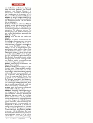 Deutschland

mit der Position der deutschen Regierung
nicht zufrieden, aber nach der Einigung
zwischen den beiden Ministern ist
Deutschland zumindest verhandlungsfä-
hig. Nun können die Beratungen im EU-
Rat und mit dem EU-Parlament beginnen.
SPIEGEL: Sie wollten die Energiekonzerne
zwingen, ihren Energieabsatz um jährlich
1,5 Prozent zu senken. Das hält Rösler
für zu dirigistisch.
Oettinger: Wir haben zahlreiche Mitglied-
staaten, die das seit Jahren praktizieren.
Es funktioniert also im Markt und wird
von Verbrauchern und Energiewirtschaft
akzeptiert. Wir halten an unserem Ver-
handlungsziel fest. Deutschland ist zwar
ein großes Mitgliedsland, aber nicht das
Maß aller Dinge.
SPIEGEL: Was machen die Deutschen
falsch?
Oettinger: Sie setzen weiterhin stark auf
Freiwilligkeit. Das hat aber seit 2007 nicht
sonderlich viel gebracht. Wenn wir so
weitermachen wie bisher, schaffen wir ge-
rade einmal die Hälfte unseres Ziels –
nämlich 10 statt 20 Prozent höhere Ener-
gieeffizienz. Allein mit freiwilligen Zusa-
gen der Industrie und der Länder wird es
daher nicht gehen. Ich setze darauf, dass
es im EU-Rat eine Mehrheit für ehrgeizi-
ge und verbindliche Maßnahmen gibt.
Die dänische Ratspräsidentschaft hat die
Energiepolitik zu einem Schwerpunktthe-
ma gemacht. Ich bin zuversichtlich, dass
es zu einer Regelung kommt.
SPIEGEL: Rösler nennt das Brüsseler Vor-
haben Planwirtschaft.
Oettinger: Die Mitgliedstaaten der EU ha-
ben sich in der Tat auf drei Ziele geeinigt.
Die CO2-Emissionen sollen um 20 Pro-
zent sinken. Aus erneuerbaren Energien
sollen 20 Prozent kommen, und wir wol-
len 20 Prozent mehr Energieeffizienz.
Wenn Sie ehrgeizige Ziele für die Ener-
giepolitik und die Umwelt erreichen wol-
len, hilft die reine Lehre der Marktwirt-
schaft nicht. Natürlich würde eine deutli-
che Verteuerung der Energie helfen. Aber
das ist sozial ungerecht und würde die
Deindustrialisierung beschleunigen.
SPIEGEL: Auch der Bundeswirtschaftsmi-
nister will der Industrie helfen.
Oettinger: Wir haben in Europa verbindli-
che Vorgaben für den Ausstoß von CO2.
Die deutschen Autobauer müssen hart
kämpfen, aber sie werden sie erreichen.
Damit haben wir der Umwelt geholfen
und geben gleichzeitig unseren Ingenieu-
ren einen Ansporn für Höchstleistungen.
Wenn das Ganze über Jahre hinaus mit
Planungssicherheit verbunden wird, pro-
fitiert auch die Wirtschaft. In öffentlichen
und privaten Gebäuden gibt es ein riesi-
ges Potential für Energieeinsparungen.
Wenn in Schulen, Kindergärten oder Ka-
sernen pro Jahr drei Prozent der beste-
henden Gebäudeflächen energieeffizient
saniert würden, hätten wir in 30 Jahren
alle Gebäude saniert. Das gilt einigen
  D E R   S P I E G E L   1 1 / 2 0 1 2   25
 