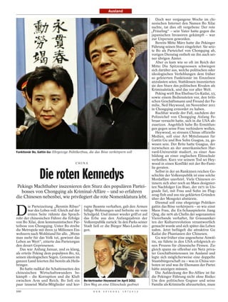 Ausland

                                                                                     Doch wer vergangene Woche im chi-
                                                                                  nesischen Internet den Namen Bo Xilai
                                                                                  suchte, tat dies oft vergebens: Der rote
                                                                                  „Prinzling“ – sein Vater hatte gegen die
                                                                                  japanischen Invasoren gekämpft – war
                                                                                  zur Unperson geworden.
                                                                                     Bereits Mitte März hatte die Pekinger
                                                                                  Führung seinen Sturz eingeleitet: Sie setz-
                                                                                  te Bo als Parteichef von Chongqing ab,
                                                                                  vorigen Dienstag enthob sie ihn auch sei-
                                                                                  ner übrigen Ämter.
                                                                                     Aber es kam wie so oft im Reich der
                                                                                  Mitte: Die Spitzengenossen schwiegen
                                                                                  sich darüber aus, welche politischen oder
                                                                                  ideologischen Verfehlungen dem früher
                                                                                  so gefeierten Funktionär im Einzelnen
                                                                                  anzulasten seien. Stattdessen inszenierten
                                                                                  sie den Sturz des politischen Rivalen als
                                                                                  Kriminalstück, und das vor aller Welt.
                                                                                     Peking wirft Bos Ehefrau Gu Kailai, 53,
                                                                                  sowie einem Bediensteten vor, den briti-
                                                                                  schen Geschäftsmann und Freund der Fa-
                                                                                  milie, Neil Heywood, im November 2011
                                                                                  in Chongqing ermordet zu haben.
                                                                                     Ruchbar wurde der Fall, nachdem der
                                                                                  Polizeichef von Chongqing Anfang Fe-
                                                                                  bruar versucht hatte, sich in die USA ab-
                                                                                  zusetzen. Angeblich habe Bo Ermittlun-
                                                                                  gen gegen seine Frau verhindern wollen.
                                                                                     Heywood, so streuen Chinas offizielle
                                                                                  Medien, soll eine Art Mittelsmann für
                                                                                  Gattin Gu und Bos Sohn Guagua, 24, ge-

                                                                                        REUTERS
                                                                                  wesen sein. Der Brite hatte Guagua, der
                                                                                  inzwischen an der amerikanischen Har-
Funktionär Bo, Gattin Gu: Ehrgeizige Politikerfrau, die das Böse verkörpern soll  vard-Universität studiert, zu einer Aus-
                                                                                  bildung an einer englischen Eliteschule
                                                                                  verholfen. Kurz vor seinem Tod sei Hey-
                                          CH INA                                  wood in einen Konflikt mit der Bo-Fami-


              Die roten Kennedys
                                                                                  lie geraten.
                                                                                     Selbst in der an Rankünen reichen Ge-
                                                                                  schichte der Volksrepublik ist eine solche
                                                                                  Mordaffäre unerhört. Viele Chinesen er-
                                                                                  innern sich aber noch an Maos designier-
 Pekings Machthaber inszenieren den Sturz des populären Partei- ten Nachfolger Lin Biao, der 1971 in Un-
    bosses von Chongqing als Kriminal-Affäre – und so erfahren                    gnade fiel, mit Frau und Sohn im Flug-
die Chinesen nebenbei, wie privilegiert die rote Nomenklatura lebt. zeug flohMongolei abstürzte. Gründen
                                                                                  über der
                                                                                             und aus nie geklärten

                                                                                     Diesmal soll eine ehrgeizige Politiker-


D
        ie Parteizeitung „Renmin Ribao“ rupte Beamte verhaften, gab den Armen gattin das Böse verkörpern – so wie einst
        war des Lobes voll. Gleich auf der billige Wohnungen und befreite sie vom Maos Frau, die Ex-Schauspielerin Jiang
        ersten Seite rühmte das Sprach- Schulgeld. Und immer wieder griff er auf Qing, die 1976 als Chefin der sogenannten
rohr der chinesischen Führer die Erfolge das Erbe aus den Anfangsjahren der Viererbande verhaftet, für Grausamkei-
von Bo Xilai, dem kommunistischen Par- Volksrepublik zurück: In den Parks seiner ten der Kulturrevolution verantwortlich
teiboss von Chongqing. Unter Bo strebe Stadt ließ er die Bürger Mao-Lieder sin- gemacht wurde und sich später das Leben
die Metropole mit ihren 32 Millionen Ein- gen.                                    nahm. Jetzt beflügelt die attraktive Gu
wohnern nach Wohlstand für alle. „Wenn                                            Kailai die Phantasien der Chinesen.
man mehr für das Volk tut, gewinnt das                                               Gu war früher eine angesehene Anwäl-
Leben an Wert“, zitierte das Parteiorgan                                          tin, sie führte in den USA erfolgreich ei-
den derart Gepriesenen.                                                           nen Prozess für chinesische Firmen. Zu-
   Das war Anfang Januar, und es klang,                                           gleich spann sie offenbar ein Netz priva-
als erteile Peking dem populären Bo, 62,                                          ter Geschäftsinteressen im Ausland und
seinen ideologischen Segen. Genossen im                                           legte sich möglicherweise eine doppelte
ganzen Land feierten ihn bereits als Heils-                                       Staatsbürgerschaft zu – was in China ver-
bringer.                                                                          boten ist und was ihr Ehemann der Partei
   Bo hatte radikal die Schattenseiten des                                        hätte anzeigen müssen.
                                                                                        REUTERS




chinesischen Wirtschaftswunders be-                                                  Die Aufdeckung der Bo-Affäre ist für
kämpft – die Korruption und die Kluft                                             die Pekinger Führung nicht ohne Risiko:
zwischen Arm und Reich. Bo ließ ein Bo-Vertrauter Heywood im April 2011           Um den politischen Gegner und seine
paar tausend Mafia-Mitglieder und kor- Den Weg an eine Eliteschule geebnet        Familie als Kriminelle abzuurteilen, muss
100                                             D E R   S P I E G E L   1 6 / 2 0 1 2
 