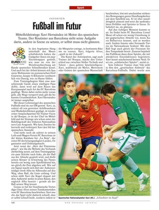 Sport

                                                                                              beschrieben, löst mit unscheinbar wirken-
                                                                                              den Bewegungen ganze Handlungsketten
                                    FAV O R I T E N                                           auf dem Spielfeld aus. Er ist eher unauf-


                    Fußball im Futur
                                                                                              dringlich präsent und setzt die spektaku-
                                                                                              lären Dribbler und Sprinter in Szene. Er
                                                                                              beliefert sie, sie glänzen.
                                                                                                 Auf den richtigen Moment kommt es
                                                                                              an. So findet beim FC Barcelona Lionel
   Mittelfeldstratege Xavi Hernández ist Motor des spanischen                                 Messi oft schon ein wenig Unordnung in
     Teams. Der Routinier aus Barcelona sieht seine Aufgabe                                   der gegnerischen Abwehr vor, wenn Xa-
                                                                                              vis Ballservice kommt, und so werden
  darin, andere in Szene zu setzen, er selbst muss nicht glänzen.                             auch Andrés Iniesta oder Fernando Tor-
                                                                                              res im Nationalteam bedient: Mit dem
                 In den begrünten Hang die Mitspieler zwinge, in bestimmte Räu-               Ball liegt auch gleich der Freiraum für
                 unterhalb des Mann- me zu rennen. Xavi, folgerte Alves,                      ihre Tempoläufe bereit. Zumeist bejubelt
                 schaftshotels haben die „spielt in der Zukunft“.                             das Publikum dann diese Spieler, die mit
                 Gastgeber ihnen ein paar    Die Kunst der Antizipation, sagt auch            attraktiven Einzelaktionen begeistern.
                 Stierattrappen gestellt, Trainer del Bosque, mache den Unter-                Xavi kennt anscheinend keinen Neid. Er
                 wie man sie von der schied aus zwischen bloßer Technik und                   sei ein „solidarischer Spieler“, meint er.
                 Weinbrandwerbung am Talent – dazu gehöre Spielintelligenz.                      Sein früherer Trainer Joan Vilà sieht
Rande spanischer Schnellstraßen kennt. Xavi, wahlweise als Motor, Metronom                    in ihm den „genetischen Abdruck“ des
Und auch bei der Arbeit können sich Spa- oder Gehirn der spanischen Mannschaft                Barcelona-Fußballs. Dabei wurde sein
niens Weltmeister im pommerschen Dorf
Gniewino, knapp 70 Kilometer nordwest-
lich von Danzig, wie zu Hause fühlen.
   Zum Trainingsbeginn bläst eine mar-
schierende Garde einen zünftigen Paso
doble, dann wird auf dem Rasen das
Kurzpassspiel nach Art des FC Barcelona
gepflegt. Wenn dabei nichts mehr voran-
geht, alle Wege versperrt sind, gilt die be-
kannte Grundwahrheit: Xavi Hernández
ist immer anspielbar.
   Mit dieser Lebensregel des spanischen
Fußballs sind sie zur EM gereist. Xavi, 32,
zuletzt oft von gereizten Achillessehnen
und Muskelproblemen geplagt, ist wieder
erster Ansprechpartner für Trainer Vicen-
te del Bosque, er ist der Chef im Mittel-
feld und der Stratege wie schon unter der
Befehlsgewalt des früheren Nationaltrai-
ners Luis Aragonés. Wie kein Zweiter be-
herrscht und verkörpert Xavi den Stil der
spanischen Auswahl.
   Und mehr noch als zuletzt in seinem
Leib-und-Magen-Verein FC Barcelona ist
der kleine Katalane bei „La Roja“, der
roten Elf des krisengeplagten Landes, Or-
ganisator und Ordnungsmacht.
   Jetzt rennt der „Herr der Präzisions-
pässe“, wie ihn die Website des Verbands
ehrfürchtig nennt, auf dem Trainingsplatz
ein paar Schritte nach links, als der Ball
aus der Abwehr gespielt wird, und dreht
seinen Körper in Erwartung des Passes
bereits ein wenig zum Spielfeldrand hin,
wo gleich die Post abgehen soll. Wie auf
ein Signal macht sich dort der Außenver-
teidiger Jordi Alba im Affenzahn auf den
Weg, ohne Ball, die Linie entlang. Und
schon stößt Xavi die Kugel elegant mit
dem Außenrist weiter in jenen Raum, den
sogleich Alba besetzt – gerade als der
Ball seinen Weg kreuzt.
   Genau so hat der brasilianische Vertei-
                                                                                                                                       JENS WOLF / DPA




diger Dani Alves seinen Teamkameraden
vom FC Barcelona beschrieben: Xavi ma-
che das Spiel nicht dadurch schnell, dass
er selbst schnell laufe, sondern indem er Spanischer Nationalspieler Xavi (M.): „Schnellster im Kopf“
140                                                   D E R   S P I E G E L   2 5 / 2 0 1 2
 