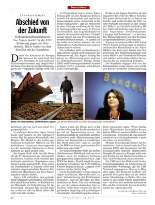 Deutschland

                                               „In Deutschland und in weiten Teilen        Kritikern gilt Aigners Vorhaben als Auf-
          LANDWIRTSCHAFT                     Europas gibt es keine Akzeptanz für Gen- tragsarbeit für CSU-Chef Horst Seehofer.


       Abschied von
                                             technik in Lebensmitteln und auch keine Die grüne Gentechnik ist in Bayern un-
                                             Notwendigkeit, grüne Gentechnik in der beliebt, und nichts fürchtet die CSU vor
                                             Praxis einzusetzen“, sagt die Ministerin. dem Wahljahr 2013 mehr als den Unmut


        der Zukunft
                                             In einer Umfrage von Forsa, die ihr Haus der Wähler im kirchlich-ländlichen Mi-
                                             in Auftrag gegeben hat, sagen 83 Prozent lieu. Dafür ist Seehofer sogar bereit, mit
                                             der Deutschen, dass sie gentechnisch ver- dem bayerischen Fortschrittsmythos
                                             änderte Lebensmittel ablehnen. Deshalb („Laptop und Lederhose“) zu brechen.
       Verbraucherschutzministerin           drängt Aigner auf eine Verschärfung des Der Ministerpräsident will den Freistaat
     Ilse Aigner macht für die CSU           entsprechenden Gesetzes. Die Länder sol- zur gentechnikfreien Zone machen.
        Stimmung gegen die Gen-              len selbst entscheiden können, wie viel       Aigners Gesetzesvorhaben hilft dabei.
                                             Abstand Gen-Anbauflächen von anderen Weil in Bayern im Gegensatz zu manchen
      technik. Dafür riskiert sie den        Äckern halten müssen.                       ostdeutschen Bundesländern die Acker-
        Konflikt mit der Kanzlerin.             Das Vorhaben steht im Koalitionsver- flächen eher klein sind, könnte eine Ver-
                                             trag, ist aber bislang nicht umgesetzt. Ein größerung des Sicherheitsabstands zwi-


D
        enkt die Kanzlerin an Europa,        Gesetzentwurf, den Aigner Anfang des schen Feldern mit Gentechnik-Pflanzen
       überkommen sie manchmal düs-          Jahres zur Abstimmung unter anderem und solchen mit herkömmlichen Sorten
       tere Ahnungen. Es darf nicht zum      an Wirtschaftsminister Philipp Rösler das Aus für die Gentechnik bedeuten.
Schlimmsten kommen, sagt Angela Mer-         (FDP) und Forschungsministerin Annette        Die Kanzlerin dagegen will von der
kel dann. Dass Europa ein Besichtigungs-     Schavan (CDU) versandte, wird derzeit Kleinstaaterei wenig wissen und würde
gebiet für vergangene Erfolge wird. Ein      nicht weiterverfolgt.                       den Einsatz moderner Gentechnik mög-




                                                                                                                                              HERMANN BREDEHORST / POLARIS / LAIF
                                                                            JENS BÜTTNER / DPA




Ernte von Genkartoffeln, CSU-Politikerin Aigner: „In Deutschland gibt es keine Akzeptanz für Gentechnik“

Kontinent, der nur noch von seiner Ver-       Aigner würde das Thema gern in der                 lichst europaweit regeln. Wenn künftig
gangenheit lebt.                            nächsten Sitzung des Koalitionsausschus-             jeder Mitgliedstaat entscheiden könne,
   In wichtigen Bereichen zögen Ameri- ses auf die Tagesordnung setzen. „Im                      welche Pflanzen wachsen dürften, sei der
kaner und Asiaten an den Europäern Koalitionsvertrag ist vereinbart, den Bun-                    europäische Binnenmarkt irgendwann
vorbei. Bei der grünen Gentechnik zum desländern mehr Mitbestimmung beim                         einmal an sein Ende gekommen, warnte
Beispiel. Für Merkel ist der Anbau gen- Anbau von Gentechnik zu ermöglichen.                     sie schon vor zwei Jahren.
technisch veränderter Pflanzen ein Zu- Das bleibt mein Ziel“, sagt sie. „Leider                     Merkels Befürchtungen haben sich be-
kunftsthema. Dumm nur, dass ausgerech- ist die FDP von dieser gemeinsamen Ver-                   wahrheitet. Erst im Januar hatte der Che-
net die zuständige Ministerin in ihrem einbarung abgerückt.“                                     mieriese BASF das Experiment mit der
Kabinett das ganz anders sieht.               Der Koalitionspartner sieht das anders.            Stärkekartoffel Amflora abgebrochen.
   Ilse Aigner blockt nicht nur alle Versu- „Wachstum und Wohlstand sind nur zu er-              Mangels Akzeptanz in Europa wolle man
che der EU-Kommission ab, Lebensmittel reichen, wenn wir modernen Technolo-                      sich künftig auf die Wachstumsmärkte in
mit kleinen Anteilen nicht erlaubter gen- gien gegenüber aufgeschlossen sind“, sagt              Süd- und Nordamerika konzentrieren.
technisch veränderter Organismen zuzu- FDP-Chef Rösler. Ähnlich urteilt die agrar-                  Die CSU feiert den Rückschritt für den
lassen. Geht es nach der CSU-Frau, sollen politische Sprecherin der FDP-Fraktion,                Forschungsstandort als Etappensieg im
die Bundesländer in Zukunft selbst ent- Christel Happach-Kasan: „Aigners Null-                   aufziehenden Wahlkampf. Als der CSU-
scheiden, ob genveränderte Tomaten, Kar- toleranz ist der falsche Weg.“                          Vorstand vergangenen Montag in Mün-
toffeln und Maispflanzen auf ihren Äckern     Große Einzelhändler stärken dagegen                chen tagte, ließ Parteichef Seehofer wie
angebaut werden dürfen.                     Aigner den Rücken. Man wolle nicht „zu               gewohnt kein gutes Haar an der Arbeit
   Aigner will verhindern, dass gentech- einer Verunsicherung des Verbrauchers                   seiner Ministerriege in Berlin. Nur eine
nisch veränderte Lebensmittel in Deutsch- beitragen“, sagt ein Sprecher des Han-                 nahm er von seiner Schelte ausdrücklich
land eine Chance haben. Im Kabinett hat delskonzerns Rewe. Um sich unabhängi-                    aus – die Frau im Landwirtschaftsressort.
die Ministerin die Federführung für die ger von der südamerikanischen Soja zu                    Das mit der Gentechnik, befand Seehofer,
Gentechnik. Ein gutes Jahr vor den Wah- machen, wolle Rewe zudem bei den Ei-                     mache Ilse Aigner ganz toll.
len in Bayern und im Bund sollen das genmarken langfristig auf nachhaltigere                                  NILS KLAWITTER, PETER MÜLLER,
jetzt auch alle merken.                     europäische Eiweißfutterquellen setzen.                                         MERLIND THEILE

42                                                  D E R   S P I E G E L   2 5 / 2 0 1 2
 