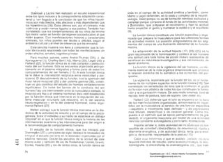 r-
Starnbak y Lezine han realízado un estudio experimental
entre los tipos motores y la correspondiente adaptación carac­
terial y ¡lan llegado a la conclusión de que los niños
nicos son más tímidos, más afectivos y más dependientes c¡ue
los hipertónicos (28). Éstos últimos son, por el contrario, más
coléricos y están menos ligados a sus padres. También han
constatado que los comportamientos de niños del mi~;mo
tipo motor varían en función del régimen socioeducativo al que
estén sujetos. Con manifestaciones motoras y caracteriales
similares, los nil10s pueden ser fáciles o difícilés, según el
ambiente cultural y el nivel de tolerancia que los envuelva.
Esta sencilla muestra nos lleva a comprender que la fun­
ción tón ica relacionada con todas las manifestaciones de
orden arectivo, emotivo, cognitivo y motor.
Par8 muchos autores, como André-Thomas (31), J. de
Ajuriaguerra (1), Chailley-Bert (10), Mamo (20), laget (20) y
Paillard (22), la función tónica es la más compleja y perfeccio­
nada del ser humano I~sta se encuentra organizada jerárqui­
camente en el sistema integralivo y forma parte de todos los
comportamientos del ser humano (''1). A esta función tónica
se le debe la interrelación recíproca entre motricidad y psi­
El descubrimiento de su función, tras la aparición del
huso neJro-muscular (20) y del sistema gamrna (36), consti­
tuye un giro científico del estudio del hombre verdaderarnente
licnlivl). En lodéls 1m, lorlllas de 1[1 conducta elel ser
11ay ulla interconexión Glltre la musculatura estriada, la
muscula:ura lisa y el sistema hormonal; ésta está establecida
por la función tónica que interviene en la regulación del
tema muscular voluntario (de relación). en la del sistema
neuro-vegetativo y en la del sistema hormonal, corno argu­
¡nenta Pail!ard (22)
Wallon subrayó que la función tónica interviene en la dia­
léctica de la actividad de relación y en el campo de la psico­
génesis. Entre el individuo y su medio se establece un diálogo
corporal, en el que la función tónica integra la historia de las
informaCiones exteriores y las interrelaciona para dar orioen a
la fenom enolo9ía del comportamiento humano.
El estudio de la función tónica, que lue IniCiadO por
(2?) él principios de siglo, destaca la necesidad de
il1tp.griJr el estudio del tono en la actividad orDanizada por el
sistema nervioso. los estudios de la actitud de este
'"""" autor y también de los de Rademal~er, UcJdel, Granit,w
.....,
Eccles, Ioaada (20) y los de tantos otros, la función tónica se
( 

en el campo de la actividad cinética y también, como
Mamo y Laget defienden, en lo vasto y compl8jo de la neurofi­
siología. Vasto porque no es de formación nerviosa exclusiva y
complejo porque compone el fondo de las actividades moloras
y posturales, que píeparan el movimiento y lijan la actitud
hasta proyectar el gesto y mantener la estática y el equilibrio
(9).
La función tónica constituye una función específica y
nizada que prepara la musculatura para las C;iferentes formas
de actividad malora. La. posición antigravitatoria de los seg­
mentos del cuerpo es una ilustración elemental de su función
motora.
La adquisición de la actitud bípeda (17) (23) (25) es la
gran responsable de la hominización y confie.e al ser humano
una aptitud para toda forma de acción motor;) susceptit)le de
satisfacer su naturaleza investigadora y sus necosicJacJe,~ ele
ajuste al entorno.
la función tónica es la vigilancia del ser 11Uma!)0, Uf) (:10­
mento esencial de la vida orgánica emancipada que provoC¿l
la relación estrecl,a de lo somático a los Cúnlornos del
quismo.
La vigilancia, soportada por lél
mento los múltiples aspectos de la función malora (1
nUlnerosas las variedades de tono que le confieren el
de fUllCióll n plústica de todas las que constituyen la
ción y la mganización motora. De este modo tenemos: lona de
reposo, tono ele postura, tono de soporte, tono molor, etc,
PaillarcJ (22) defiende que el tono se encuentra en la biJó;c 

de las rnanifestaciones organizadas, arrnoniosarne,llG repar­

tidas por la musculatura al servicio ele una función 

o .movimíento bien defínido- y de
más difusas, específicas y de carácter general Corno
puesla a un estímulo que se ejerce permanentemente (la
vedad), el organismo reacciona por medio' de una actívicJé3(:J
nerv'osa constante autoregulada y por lo tanto inconsciente.
Imporla sel1alar 1& doble actividad del mLséulo que es sus- .
ceptible de actividad clónica (fásica, de movHllienlo), r,'¡picla y
altamente energética, y de actividad tónica, lenta, poco ef8r­
gética, de soporte, responsable eje la posturéJ (15)
Cal,J8 ruferirnos a que el análiSIS Clé)1 tUIiO
métodos de estudio, como la electrofisioloyía, lél clec·
. la electrofonía, la cinematograf1a, etc" que lcsti­
76 7
Digitalizado por: I.S.C. Hèctor Alberto Turrubiartes Cerino
hturrubiartes@beceneslp.edu.mx
 