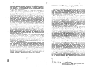 ( ( ( 

identifique las partes del cuerpo. La cuestión de cuál definición es acep­
table se remite a la cuestión, más básica, de si el estudio de la percep­
ciéln debe incluir sólo aquellos juicios que un fudividuo puede formu­
lar en el plano consciente (3).
El concepto de imagen corporal, aun si se lo mide y se lo define en
términos operacionales bastante exactos, puede ser a su vez dividido
en las percepciones individuales del tamaño' y la forma del cuerpo,
los juicios sobre la habilidad del cuerpo para desempeñarse, los sen­
timientos particulares acerca del valor del' cuerpo y sus ,partes, el
cuerpo como ejemplo de una manera masculina o femenina de apare­
cer ante otros y de actuar, e incluso sensaciones más sutiles acerca del
cuerpo, tales como las concernientes a;la rigidez o penetrabilidad de
sus límites psicológicos. Si bien la mayoría de estos componentes de la
imagen corporal han sido medidos con distintos grados de acierto, se
ha prestado relativamente poca atención a su evaluación desde el pun­
to de vista del desarrollo normal. Esas mediciones se efectuaron en su
mayor parte con adultos o niños que presentaban dÍstintos trastornos
de personalidad.
Otros problemas concernientes a la imagen corporal giran en torno
de las relaciones entre la estructura corporal y/o las concepciones del
niño acerca de la aceptabilidad de su cuerpo y otros atributos psíqui­
cos y sociales. La relación entre la estructura corporal y diversos ras­
gos de la personalidad ha sido estudiada en forma cada vez más (.experi­
mental. Análogamente, en años recientes se han llevado a cabo varías
investigaciones sobre la relación que existe entre adaptación social y
estructura corporal (9, 12).
Entre las cuestiones que atañen a este punto se encuentran, desde
luego, otras de carácter más general, y que aún se procura elucidar,
como la relación que existe entre la percepción que un niño o un adulo
to tiene de su cuerpo y su concepto de sí mismo. ¿En qué medida las
percepciones que un individuo tiene de su cuerpo y sus funciones
influyen sobre el total de sus percepciones sobre sí mismo como indi­
viduo, o son influidas por éstas?
No nos proponemos responder aquí a todas esas preguntas. Más
bien, consideraremos con criterio operaCional los métodos disponibles
para medir los diversos componentes de la imagen corporal, así como
las formas en que esas mediciones revelan diversas tendencias del
desarrollo. La definición de imagen corporal que se propone a la con­
sideración del lector es la siguiente: la imagen corporal del niño inclu­
ye todas las respuestas mensurables que el niño formula en relación
con las dimensiones, la forma y los componentes de su cuerpo, así
comO en relación con las capacidades para el movimiento que él ad­
vierte en su cuerpo y las interacciones de éste con el ambiente.
174 

Sentimientos acerca del cuerpo y concepto g'i:obal de sí mismo
Una cuestión importante a' que se han referido varios estudiosos
es la"de. la relación,entre los sentimienios y percepciones que los niños
tienen de su cuerpo y su autoconcepto ,total. Se han obtenido correla­
ciones moderadas entre medidas de los sentimientos de los niños acer­
ca del propio cuerpo y puntajes en pruebas que tenían por fin evaluar
de manera más global su autoconcepto total (31).
Piers y Hanis aplicaron un test orientado a examinar «qué siento
yo acerca de mí mismoÍo y, al someter a análisis factorial los datos
obtenidos, comprobaron que se presentaban seis componentes, entre
ellos un factor denominado «aspecto y atributos físicos». Este factor
fue evaluado por re'spuestas «sí-no» a preguntas t¡,tles como «¿Soy
bien parecido?», «¿Tengo un 'rostro agradable?», «¿Tengo mala figu­
ra?» y «¿Soy fuerte?... Los otros factores eran la cJnducta (,,¿Hago
cosas indebidas?»), nivel general y escolar (<<¿Cómo me des'~mpeño en
los estudios?»), ansiedad (<<¿Uoro con facilidad?»), popularidad (<<¿Ten­
go muchos, amigos?»), y felicidad y satisfacción (28).
En 1953, Secord y sus colegas elaboraron 'tests pura medir lo que
denominaron la «catexia corporal» y la «autocatexia», En el test inicial,
se presentaba a los sujetos 46 partes del cuerpo y se les pecUa quc las
calificaran, en rélación con sus sentimientos acerca Je las partes del
cuerpo, con ayuda de una escala de cinco respuestas posibles, que
iban desde «Me g~staría que fuera distinta,. hasta «Me parece bien
aSÍ», pasando por «No tengo ningún sentimiento particular». Los auta­
res del test conjeturaron que los puntajes obtenidos en esta escala de
catexia corporal estaríau en relación con la manera eH que los mismos
sujetos manifestaran sus 'sentimientos al responder a la escala más
general de autocatexia, que incluía ítems tales como «rnr:tas de la vida»,
«moral». «estados de ánimo», «capacidad para relacionarse con otras
personas», y otros componentes generales similares de la personalidad
humana. .. ,
En conclusión, los inve~tigadores comprobaron qu'! existían mode­
radas relaciones entre el autoconcepto general y los sentimientos de
los individuos acerca de sus cuerpos. Las correlaciones eran de + 0,58
para los varones y + 0,66 para las mujeres. Secord consideró que las
mujeres experimentan mayor ansiedad acerca de su cuerpo, y la inves­
tigación demostró que, en relación con las partes corporales, las muje­
res de la muestra fÓanifestaron sentimientos neutrale', con mcnos fre.
cuencia que los hombres.
Lamentablemente. ni Secold ni Piers y Harris parecen haber efecJ
tuado en gran escala estudi.os sobre los niños mediante estos instru­
mentos de evaluación. Tampoco tenemos noticia de otros estudios en
que se hayan empleado esos instrumentos u otros similares para eva­
luar los· cambios, originados en .el desarrollo, que lo:> niños denotan
175
.......

ctQ
C>
lN~c;,u.J Co~?O1ILDigitalizado por: I.S.C. Hèctor Alberto Turrubiartes Cerino
hturrubiartes@beceneslp.edu.mx
 