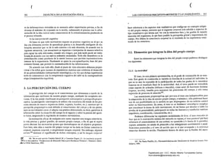 182
fr (
DIDÁCITCA DE LA EDUCACIÓN FíSICA
sa las informaciones retenidas en su memoria sobre experiencias previas, a fin de
alcanzar el máximo de economía en la acción, culminando el proceso con la refor­
mulación de la idea inicial como consecuencia de la retroalimentación producida en
el proceso rélatado.
b) La interpretación cognitiva
Se basa en que todo movimiento supone un proceso cognitivo en el qu~ se
dan cita diferentes niveles de aprendizaje gracias a un desarrollo .inteligente deela­
boración sensorial ¿lue va de lo más concreto a lo más abstracto, de acuerdo con la
siguiente secuencia. Las sensaciones se organizan e interpretan de manera selectiva
para captar las más relevantes, creando un~ imagen, que más tarde puede ser reela­
boradq de acuerdo con los nuevos estimulos sensoriales. Todo ello desemboca en la
simbolización como producto de I.a mente humana que permite representaciones
internas de la experiencia. Finalmente se opera la conceptuálizaciólI, base del pen­
samiento formal, que pernúte la sistematización de las informaciones.
De acuerdo con todo ello, desde el punto de vista educativo debemos propor­
cionar a los niños gran nUlfiero de experiencias motrices que colaboren al desarrollo
de sus potencialidades (interpretación neutológica), a la vez que dichas experiencias
estén en consonancia con la competencia cognitiva del niño en la correspondiente
etapa(interpretaci6n cognitiva).
3. LA PERCEPCIÓN DEL CUERPO
La percepción del cuerpo es el conocimiento que obtenemos a través de la
información que recibimos de nuestro propio cuerpo, mediante los receptores ner­
viosos. A la vez pued(~ clasificarse en percepción interoceptiva y percepción propio­
ceptiva. La percepción interoceptiva se refiere a la conciencia del estado de los pro­
ccsos internos de nuestro organismo (dolor, angustia, hambre, ele.); núentras qlJ~ la
percepción propioceptiva está referida al conocimiento del cuerpo y de sus partes,
tanto en movimiento como al adoptar una postura deterrninada, es decir, garantiza la
infomlacióll sobre la situación del cuerpo en el espacio y sobre la postura del apara­
to motor, asegurando 'Ia regulación de nuestros movimientos.
La realización eficaz de cualquier acto motor requiere una imagen .consciecte,
lo más precisa y global posible, de nuestro propio cuerpo, a fin de que el sujeto
efectuar los necesarios ajustes que desemboquen en el objetivo propuesto.
Pues bien, esta idea o noción del propio cuerpo se ha dado en llamar consciencia
corporal, esquema <;:orporal, o simplemente imagen corporal. Sin embargo, algunos
autores 166 matizan el significado de dichos conceptos, y así la imagen corporal
'5!if' 166. Ver en este senlido Caslañer BalceJl, M. y Camerino Foguel, O.: LtI COI/ciencia corporal.
5En la obra colectiva "Ful/damentos de Educación Ffsica para Enseñanza Primnrio", Volumen l. Edito­
J:l¡.·iiuIINDE. Barcelona, 1993.
LOS CONTENIDOS PERCEPTIVO-MOTRICES y LA') HABILIDADES... 183'
..
hace referencia a los aspectos más cualitativos que config¡:ran un concepto subjeti­
vo del propio cuerpo, mientras que el esquema corporal está referido a aspectos de
tipo cuantitativo que 'tienen que ver con la estructura ósea y los grados de tensión
muscular del organismo, lo que hace posible la percepción global y segmentaría del
cuerpo. Por último la consciencia corporal es el resultado de las experiencia conti­
nuada de los anteriores.
3.1. Elementos que integran la idea del propiQ cuerpo
Entre los elementos que integran la idea del propio cuerpo podemos distinguir
los siguientes:
3.1.1. La tonicidad
El tono, en una primera aproximación, es el grado de contracción de un mús- .
culo. Este grado de contracción es variable en función de la actitud del individuo, lo
que no es sino la expresión de la participación de todos los grados de la naturaleza
humana en el resultado final de la motricidad. Así, el tono puede ser entendido
como soporte de actitudes (defensa o reacción), como actor de funciones distintas
(reposo, acción), 'tensión para mantener las posiciones del cuerpo, y aún como
expresión de procesos de atención167
•
Las sensaciones propioceptivas que provoca el tono son indispensables para
la adquisición de la idea de;nuestro propio cuerpo, y asimisnlO, sólo podremos hacer
uso de sus posibilidades en la medida en que dispongamo.¡ de un mínimo control
sobre su funcionalniento. En suma, el tono es un fenómeno neurológico complejo
que constituye la trama de todo movimiento, de tal forma que alcanza a todos los
niveles de la personalidad, participando en todas las funciones y conductas motrices
(equilibrio, coordinación, comunicación, etc.)..
Podemos diferenciar las siguientes modalidades de t01.o: el tono muscular de
base que es la contracción mínima del músculo en reposo; el tOllO postural que hace
referencia al mantenimiento de una actitud, en oposición áIn fuerza de la gravedad,
supone, asimismo, un estado de preacci6n a íos subsiguientes movimientos o modi­
ficaciones posturales y el tono de acción que es el que acompaña a la actividad
rri:,uscular durante laacGión. Finalmente hemos de decir que la fluidez del movi­
167. Ver Pastor Prad¡ilo, J.L.: Psicotlwtricidad escolar. Universidad de Alcalá de llenares. Gua·
dalajara. 1994.
Digitalizado por: I.S.C. Hèctor Alberto Turrubiartes Cerino
hturrubiartes@beceneslp.edu.mx
 