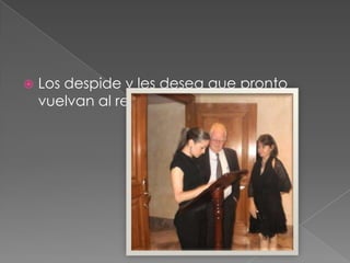 

Los despide y les desea que pronto
vuelvan al restaurante

 