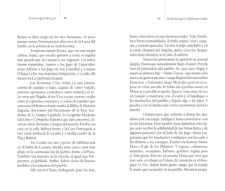 Francisco González Cruz 14 15 Desde mi lugar La Quebrada Grande
Rosita se hizo cargo de los tres hermanos. Al poco
tiempo murió Fortunato por allá cerca de la Loma del
Medio, de la patada de su mula favorita.
Temprano murió Rosita, que era una mujer
soltera, bajita, que tocaba guitarra y tenía el orgullo
más grande que su tamaño y sus ingresos. Los niños
fueron repartidos: Aurora a los Jugo de Maracaibo,
Jesús Alfonso a los Jugo de San Cristóbal y Luisana
(Chana) a las tías maternas Emperatriz y Cecilia allí
mismo en La Quebrada Grande.
Las hermanas Cruz vivían en una enorme
casona de tapiales y tejas, zaguán de canto rodado,
enormes aposentos, corredores, patio central y el so-
lar atrás que llegaba al río. Una cocina enorme estaba
entre el espacioso comedor y el salón de estudiar que
tenía una biblioteca donde estaba la Biblia, la Historia
Sagrada, dos tomos del Diccionario de la Real Aca-
demia de la Lengua Española, la Geografía Moderna
(de Ginn y Compañía Editores que aún conservo), di-
versas obras literarias y mapas del mundo. Estaba esa
casa en la calle Bolívar frente a la Casa Parroquial, a
tres casas arriba de la escuela y a media cuadra de la
Plaza Bolívar.
Tía Cecilia era una especie de bibliotecaria
en el Salón de Lectura, situada unas cinco casas más
abajo, en la casona que fue de Jacinto, frente a la Plaza.
También era maestra en la escuela, al igual que Em-
peratriz, ya jubilada. Ambas daban clases de buenos
modales a las señoritas del pueblo.
Allí creció Chana, trabajando para las tías,
hasta convertirse en una hermosa mujer. Tejía, borda-
ba y hacía manualidades. Echaba arepas, hacía cuaja-
das, cocinaba guisados. Lavaba la ropa, plachaba y en
la tarde, después del Ángelus, junto a las tías desgra-
naba maíz mientras se rezaba el salterio.
Nunca las privaciones le agriaron su natural
alegría. Hasta que naturalmente llegó el amor. Pero le
tocó el parrandero del pueblo. Se casó, tuvo hogar y
nació su primera hija – María Teresa - que murió a los
meses de gastroenteritis. Luego llegaron los morochos
Francisco y Fortunato, luego Mercedes, pero ya el es-
poso no vivía con ella. Se había ido a probar suerte en
Maracay y por allá se quedó. Apenas venía muy de vez
en cuando a mostrarse con el carro y el liquilique a
las muchachas del pueblo y dejarle algo a los hijos. Y
pasaba a ver a Chanita que estuvo enamorada hasta la
muerte.
Chanita tuvo que volverse a donde las tías,
ahora con esa carga. Adelgazó hasta convertirse casi
en un fantasma. Pasó hambre para alimentar a los hi-
jos, pero recibió la solidaridad de las Niñas Balza y de
algunos parientes por el lado de los Jugo. Hacía em-
panadas que los muchachos vendíamos por las calle o
llevábamos a los encargos. Faroles en Semana Santa.
Flores el día de los Difuntos. Y tapetes, cobertores,
manteles, escarpines, baberos, gorritos, ropita para
el Niño Jesús. Pero no alcanzaba. Hasta que tuvo que
irse, sola, a trabajar en Valera, de camarera en el Hos-
pital La Paz, donde hubo gente amiga que le tendió
la mano que escaseaba en su pueblo. Mientras prepa-
 