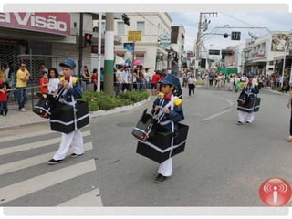 Desfile de aniversário de brusque
