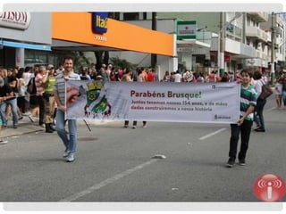 Desfile de aniversário de brusque