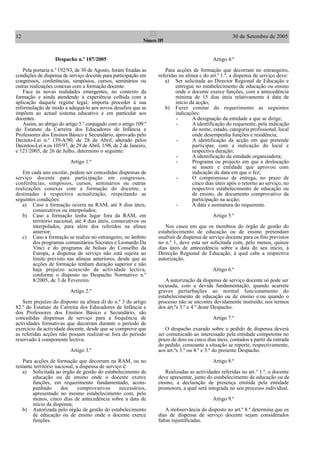 12 30 de Setembro de 2005II
Número 189
Despacho n.º 107/2005
Pela portaria n.º 192/93, de 30 de Agosto, foram fixadas as
condições de dispensa de serviço docente para participação em
congressos, conferências, simpósios, cursos, seminários ou
outras realizações conexas com a formação docente.
Face às novas realidades emergentes, no contexto da
formação e ainda atendendo à experiência colhida com a
aplicação daquele regime legal, importa proceder à sua
reformulação de modo a adequá-lo aos novos desafios que se
impõem ao actual sistema educativo e em particular aos
docentes.
Assim, ao abrigo do artigo 5.º conjugado com o artigo 109.º
do Estatuto da Carreira dos Educadores de Infância e
Professores dos Ensinos Básico e Secundário, aprovado pelo
Decreto-Lei n.º 139-A/90, de 28 de Abril, alterado pelos
Decretos-Lei n.os 105/97, de 29 de Abril, 1/98, de 2 de Janeiro,
e 121/2005, de 26 de Julho, determino o seguinte:
Artigo 1.º
Em cada ano escolar, podem ser concedidas dispensas de
serviço docente para participação em congressos,
conferências, simpósios, cursos, seminários ou outras
realizações conexas com a formação do docente, e
destinadas à respectiva actualização, respeitando as
seguintes condições:
a) Caso a formação ocorra na RAM, até 8 dias úteis,
consecutivos ou interpolados;
b) Caso a formação tenha lugar fora da RAM, em
território nacional, até 4 dias úteis, consecutivos ou
interpolados, para além dos referidos na alínea
anterior;
c) Caso a formação se realize no estrangeiro, no âmbito
dos programas comunitários Sócrates e Leonardo Da
Vinci e do programa de bolsas do Conselho da
Europa, a dispensa de serviço não está sujeita ao
limite previsto nas alíneas anteriores, desde que as
acções de formação tenham duração superior e não
haja prejuízo acrescido da actividade lectiva,
conforme o disposto no Despacho Normativo n.º
8/2005, de 3 de Fevereiro.
Artigo 2.º
Sem prejuízo do disposto na alínea d) do n.º 3 do artigo
82.º do Estatuto da Carreira dos Educadores de Infância e
dos Professores dos Ensinos Básico e Secundário, são
concedidas dispensas de serviço para a frequência de
actividades formativas que decorram durante o período de
exercício da actividade docente, desde que se comprove que
as referidas acções não possam realizar-se fora do período
reservado à componente lectiva.
Artigo 3.º
Para acções de formação que decorram na RAM, ou no
restante território nacional, a dispensa de serviço é:
a) Solicitada ao órgão de gestão do estabelecimento de
educação ou de ensino onde o docente exerce
funções, em requerimento fundamentado, acom-
panhado dos comprovativos necessários,
apresentado no mesmo estabelecimento com, pelo
menos, cinco dias de antecedência sobre a data de
início da dispensa;
b) Autorizada pelo órgão de gestão do estabelecimento
de educação ou de ensino onde o docente exerce
funções.
Artigo 4.º
Para acções de formação que decorram no estrangeiro,
referidas na alínea c do art.º 1.º, a dispensa de serviço deve:
a) Ser solicitada ao Director Regional de Educação e
entregue no estabelecimento de educação ou ensino
onde o docente exerce funções, com a antecedência
mínima de 15 dias úteis relativamente à data de
início da acção;
b) Fazer constar do requerimento as seguintes
indicações:
- A designação da entidade a que se dirige;
- A identificação do requerente, pela indicação
do nome, estado, categoria profissional, local
onde desempenha funções e residência;
- A identificação da acção em que pretende
participar, com a indicação do local e
respectiva duração;
- A identificação da entidade organizadora;
- Programa ou projecto em que a deslocação
se insere e entidade que aprovou com
indicação da data em que o fez;
- O compromisso de entrega, no prazo de
cinco dias úteis após o retorno ao serviço, no
respectivo estabelecimento de educação ou
de ensino, de documento comprovativo da
participação na acção;
- A data e assinatura do requerente.
Artigo 5.º
Nos casos em que os membros do órgão de gestão do
estabelecimento de educação ou de ensino pretendam
usufruir de dispensa de serviço docente para os fins previstos
no n.º 1, deve esta ser solicitada com, pelo menos, quinze
dias úteis de antecedência sobre a data do seu início, à
Direcção Regional de Educação, à qual cabe a respectiva
autorização.
Artigo 6.º
A autorização da dispensa de serviço docente só pode ser
recusada, com a devida fundamentação, quando acarrete
graves perturbações ao normal funcionamento do
estabelecimento de educação ou de ensino e/ou quando o
processo não se encontre devidamente instruído, nos termos
dos art.ºs 3.º e 4.º deste Despacho.
Artigo 7.º
O despacho exarado sobre o pedido de dispensa deverá
ser comunicado ao interessado pela entidade competente no
prazo de dois ou cinco dias úteis, contados a partir da entrada
do pedido, consoante a situação se reporte, respectivamente,
aos art.ºs 3.º ou 4.º e 5.º do presente Despacho.
Artigo 8.º
Realizadas as actividades referidas no art.° 1.º, o docente
deve apresentar, junto do estabelecimento de educação ou de
ensino, a declaração de presença emitida pela entidade
promotora, a qual será integrada no seu processo individual.
Artigo 9.º
A inobservância do disposto no art.º 8.º determina que os
dias de dispensa de serviço docente sejam considerados
faltas injustificadas.
 
