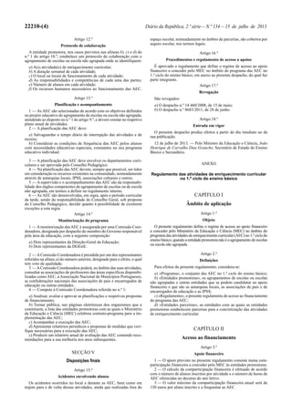 22210-(4) Diário da República, 2.ª série—N.º 134—15 de julho de 2013
Artigo 12.º
Protocolo de colaboração
A entidade promotora, nos casos previstos nas alíneas b), c) e d) do
n.º 1 do artigo 10.º, estabelece um protocolo de colaboração com o
agrupamento de escolas ou escola não agrupada onde se identifiquem:
a) A(s) atividade(s) de enriquecimento curricular;
b) A duração semanal de cada atividade;
c) O local ou locais de funcionamento de cada atividade;
d) As responsabilidades e competências de cada uma das partes;
e) Número de alunos em cada atividade;
f) Os recursos humanos necessários ao funcionamento das AEC.
Artigo 13.º
Planificação e acompanhamento
1 — As AEC são selecionadas de acordo com os objetivos definidos
no projeto educativo do agrupamento de escolas ou escola não agrupada,
atendendo ao disposto no n.º 1 do artigo 9.º, e devem constar no respetivo
plano anual de atividades.
2 — A planificação das AEC deve:
a) Salvaguardar o tempo diário de interrupção das atividades e de
recreio;
b) Considerar as condições de frequência das AEC pelos alunos
com necessidades educativas especiais, constantes no seu programa
educativo individual.
3 — A planificação das AEC deve envolver os departamentos curri-
culares e ser aprovada pelo Conselho Pedagógico.
4 — Na planificação das AEC devem, sempre que possível, ser tidos
em consideração os recursos existentes na comunidade, nomeadamente
através de autarquias locais, IPSS, associações culturais e outros.
5 — A supervisão e o acompanhamento das AEC são da responsabi-
lidade dos órgãos competentes do agrupamento de escolas ou de escola
não agrupada, em termos a definir no regulamento interno.
6 — As AEC são desenvolvidas, em regra, após o período curricular
da tarde, sendo da responsabilidade do Conselho Geral, sob proposta
do Conselho Pedagógico, decidir quanto à possibilidade de existirem
exceções a esta regra.
Artigo 14.º
Monitorização do programa
1 — Amonitorização dasAEC é assegurada por uma Comissão Coor-
denadora, designada por despacho do membro do Governo responsável
pela área da educação, com a seguinte composição:
a) Dois representantes da Direção-Geral da Educação;
b) Dois representantes da DGEstE.
2 — AComissão Coordenadora é presidida por um dos representantes
referidos na alínea a) do número anterior, designado para o efeito, o qual
tem voto de qualidade.
3 — AComissão Coordenadora poderá, no âmbito das suas atividades,
consultar as associações de professores das áreas específicas disponibi-
lizadas como AEC, a Associação Nacional de Municípios Portugueses,
as confederações nacionais das associações de pais e encarregados de
educação ou outras entidades.
4 — Compete à Comissão Coordenadora referida no n.º 1:
a) Analisar, avaliar e aprovar as planificações e respetivas propostas
de financiamento;
b) Tornar pública, nas páginas eletrónicas dos organismos que a
constituem, a lista das entidades promotoras com as quais o Ministério
da Educação e Ciência (MEC) celebrou contrato-programa para a im-
plementação das AEC;
c) Acompanhar a execução das AEC;
d) Apresentar relatórios periódicos e propostas de medidas que veri-
fique necessárias para a execução das AEC;
e) Produzir um relatório anual de avaliação das AEC contendo reco-
mendações para a sua melhoria nos anos subsequentes.
SECÇÃO V
Disposições finais
Artigo 15.º
Acidentes envolvendo alunos
Os acidentes ocorridos no local e durante as AEC, bem como em
trajeto para e de volta dessas atividades, ainda que realizadas fora do
espaço escolar, nomeadamente no âmbito de parcerias, são cobertos por
seguro escolar, nos termos legais.
Artigo 16.º
Procedimentos e regulamento de acesso a apoios
É aprovado o regulamento que define o regime de acesso ao apoio
financeiro a conceder pelo MEC no âmbito do programa das AEC no
1.º ciclo do ensino básico, em anexo ao presente despacho, do qual faz
parte integrante.
Artigo 17.º
Revogação
São revogados:
a) O despacho n.º 14 460/2008, de 15 de maio;
b) O despacho n.º 8683/2011, de 28 de junho.
Artigo 18.º
Entrada em vigor
O presente despacho produz efeitos a partir do dia imediato ao da
sua publicação.
12 de julho de 2013. — Pelo Ministro da Educação e Ciência, João
Henrique de Carvalho Dias Grancho, Secretário de Estado do Ensino
Básico e Secundário.
ANEXO
Regulamento das atividades de enriquecimento curricular
no 1.º ciclo do ensino básico
CAPÍTULO I
Âmbito de aplicação
Artigo 1.º
Objeto
O presente regulamento define o regime de acesso ao apoio financeiro
a conceder pelo Ministério da Educação e Ciência (MEC) no âmbito do
programadasatividadesdeenriquecimentocurricular(AEC)no1.ºciclodo
ensinobásico,quandoaentidadepromotoranãoéoagrupamentodeescolas
ou escola não agrupada.
Artigo 2.º
Definições
Para efeitos do presente regulamento, considera-se:
a) «Programa», o conjunto das AEC no 1.º ciclo do ensino básico;
b) «Entidades promotoras», os agrupamentos de escolas ou escolas
não agrupadas e outras entidades que se podem candidatar ao apoio
financeiro e que são as autarquias locais, as associações de pais e de
encarregados de educação e as IPSS;
c) «Regulamento», o presente regulamento de acesso ao financiamento
do programa das AEC;
d) «Entidades parceiras», as entidades com as quais as entidades
promotoras estabelecem parcerias para a concretização das atividades
de enriquecimento curricular.
CAPÍTULO II
Acesso ao financiamento
Artigo 3.º
Apoio financeiro
1 — O apoio previsto no presente regulamento consiste numa com-
participação financeira a conceder pelo MEC às entidades promotoras.
2 — O cálculo da comparticipação financeira é efetuado de acordo
com o número de alunos inscritos por atividade e o número de horas de
AEC oferecidas no decurso do ano letivo.
3 — O valor máximo da comparticipação financeira anual será de
150 euros por aluno inscrito e a frequentar as AEC.
 