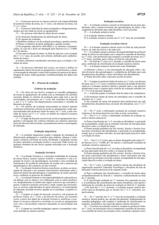 Diário da República, 2.ª série — N.º 222 — 18 de Novembro de 2011                                                                           45725

   11 — O processo previsto no número anterior é da responsabilidade                                 Avaliação sumativa
do professor titular da turma, no 1.º ciclo, e do director de turma, nos
                                                                              24 — A avaliação sumativa consiste na formulação de um juízo glo-
2.º e 3.º ciclos.
                                                                            balizante sobre o desenvolvimento das aprendizagens do aluno e das
   12 — O processo individual do aluno acompanha-o, obrigatoriamente,
                                                                            competências definidas para cada disciplina e área curricular.
sempre que este mude de escola ou agrupamento.
                                                                              25 — A avaliação sumativa inclui:
   13 — No processo individual do aluno devem constar:
                                                                              a) A avaliação sumativa interna;
   a) Os elementos fundamentais de identificação do aluno;
                                                                              b) A avaliação sumativa externa nos 6.º e 9.º anos de escolaridade.
   b) Os registos de avaliação;
   c) Relatórios médicos e ou de avaliação psicológica, quando existam;
   d) Planos e relatórios de apoio pedagógico, quando existam;                                   Avaliação sumativa interna
   e) Os programas educativos individuais e os relatórios circunstan-          26 — A avaliação sumativa interna ocorre no final de cada período
ciados, no caso de o aluno ser abrangido pelo Decreto-Lei n.º 3/2008,       lectivo, de cada ano lectivo e de cada ciclo.
de 7 de Janeiro;                                                               27 — A avaliação sumativa interna é da responsabilidade do professor
   f) Uma auto-avaliação do aluno, no final de cada ano, com excepção       titular da turma em articulação com o respectivo conselho de docentes,
dos 1.º e 2.º anos, de acordo com critérios definidos pelo estabeleci-      no 1.º ciclo, e dos professores que integram o conselho de turma, nos 2.º
mento de ensino;                                                            e 3.º ciclos, reunindo, para o efeito, no final de cada período.
   g) Outros elementos considerados relevantes para a evolução e for-          28 — No final do 3.º ciclo, no 3.º período, o conselho de turma reúne
mação do aluno.                                                             para a atribuição da classificação da avaliação sumativa interna.
                                                                               29 — A avaliação sumativa interna tem como finalidades:
   14 — Ao processo individual têm acesso, em termos a definir no
regulamento interno da escola ou agrupamento, os professores, o aluno,         a) Informar o aluno e o seu encarregado de educação sobre o de-
o encarregado de educação e outros intervenientes no processo de apren-     senvolvimento das aprendizagens e competências definidas para cada
dizagem do aluno, sendo garantida a confidencialidade dos dados nele        disciplina/área disciplinar e áreas curriculares não disciplinares;
contidos.                                                                      b) Tomar decisões sobre o percurso escolar do aluno.

                                                                               30 — Compete ao professor titular da turma, no 1.º ciclo, e ao director
                     II — Processo de avaliação                             de turma, nos 2.º e 3.º ciclos, coordenar o processo de tomada de decisões
                                                                            relativas à avaliação sumativa interna e garantir tanto a sua natureza
                       Critérios de avaliação                               globalizante como o respeito pelos critérios de avaliação referidos nos
                                                                            n.os 15 e 16 do presente despacho.
   15 — No início do ano lectivo, compete ao conselho pedagógico               31 — A decisão quanto à avaliação final do aluno é da competência:
da escola ou agrupamento, de acordo com as orientações do currículo
nacional, definir os critérios de avaliação para cada ciclo e ano de           a) Do professor titular da turma em articulação com o conselho de
escolaridade, sob proposta, no 1.º ciclo, dos conselhos de docentes         docentes, no 1.º ciclo;
e, nos 2.º e 3.º ciclos, dos departamentos curriculares e conselho de          b) Do conselho de turma sob proposta do(s) professor(es) de cada
directores de turma.                                                        disciplina/área disciplinar/área curricular não disciplinar, nos 2.º e 3.º
   16 — Os critérios de avaliação mencionados no número anterior            ciclos.
constituem referenciais comuns na escola ou agrupamento, sendo ope-
racionalizados pelo professor titular da turma, no 1.º ciclo, e pelo con-     32 — No 1.º ciclo, a informação resultante da avaliação sumativa
selho de turma, nos 2.º e 3.º ciclos, no âmbito do respectivo projecto      expressa-se de forma descritiva em todas as áreas curriculares.
curricular de turma.                                                          33 — Nos 2.º e 3.º ciclos, a informação resultante da avaliação su-
   17 — O órgão de direcção executiva da escola ou agrupamento deve         mativa interna expressa-se:
garantir a divulgação dos critérios referidos nos números anteriores           a) Numa classificação de 1 a 5, em todas as disciplinas, a qual pode
junto dos diversos intervenientes, nomeadamente alunos e encarregados       ser acompanhada, sempre que se considere relevante, de uma apreciação
de educação.                                                                descritiva sobre a evolução do aluno;
                                                                               b) Numa menção qualitativa de Não satisfaz, Satisfaz e Satisfaz bem,
                       Avaliação diagnóstica                                nas áreas curriculares não disciplinares, a qual pode ser acompanhada,
                                                                            sempre que se considere relevante, de uma apreciação descritiva sobre
   18 — A avaliação diagnóstica conduz à adopção de estratégias de          a evolução do aluno.
diferenciação pedagógica e contribui para elaborar, adequar e refor-
mular o projecto curricular de turma, facilitando a integração escolar        33.1 — Nos 2.º e 3.º ciclos, para os alunos abrangidos pelo artigo 21.º
do aluno, apoiando a orientação escolar e vocacional. Pode ocorrer em       do Decreto-Lei n.º 3/2008, de 7 de Janeiro, a informação resultante da
qualquer momento do ano lectivo quando articulada com a avaliação           avaliação sumativa expressa-se:
formativa.
                                                                               a) Numa classificação de 1 a 5, em todas as disciplinas, acompanhada
                                                                            de uma apreciação descritiva sobre a evolução do aluno;
                         Avaliação formativa                                   b) Numa menção qualitativa de Não satisfaz, Satisfaz e Satisfaz bem,
   19 — A avaliação formativa é a principal modalidade de avaliação         nas áreas curriculares não disciplinares e áreas curriculares que não
do ensino básico, assume carácter contínuo e sistemático e visa a re-       façam parte da estrutura curricular comum, acompanhada de uma apre-
gulação do ensino e da aprendizagem, recorrendo a uma variedade de          ciação descritiva sobre a evolução do aluno.
instrumentos de recolha de informação, de acordo com a natureza das
aprendizagens e dos contextos em que ocorrem.                                 34 — No 3.º ciclo, a avaliação sumativa interna das disciplinas de
   20 — A avaliação formativa fornece ao professor, ao aluno, ao encar-     organização semestral, Educação Tecnológica e disciplina da área de
regado de educação e aos restantes intervenientes informação sobre o        Educação Artística processa-se do seguinte modo:
desenvolvimento das aprendizagens e competências, de modo a permitir           a) Para a atribuição das classificações, o conselho de turma reúne
rever e melhorar os processos de trabalho.                                  extraordinariamente no final do 1.º semestre e ordinariamente no final
   21 — A avaliação formativa é da responsabilidade de cada professor,      do 3.º período;
em diálogo com os alunos e em colaboração com os outros professo-              b) A classificação atribuída no 1.º semestre fica registada em acta
res, designadamente no âmbito dos órgãos colectivos que concebem e          e, à semelhança das classificações das outras disciplinas, está sujeita a
gerem o respectivo projecto curricular e, ainda, sempre que necessário,     ratificação do conselho de turma de avaliação no final do 3.º período;
com os serviços especializados de apoio educativo e os encarregados            c) No final dos 1.º e 2.º períodos, a avaliação assume carácter des-
de educação, devendo recorrer, quando tal se justifique, a registos es-     critivo para as disciplinas que se iniciam nos 1.º e 2.º semestres, res-
truturados.                                                                 pectivamente.
   22 — Compete ao órgão de direcção executiva, sob proposta do
professor titular, no 1.º ciclo, e do director de turma, nos restantes         35 — No 1.º período dos 5.º e 7.º anos de escolaridade a avaliação
ciclos, a partir dos dados da avaliação formativa, mobilizar e coor-        sumativa interna poderá, por decisão devidamente fundamentada do
denar os recursos educativos existentes na escola ou agrupamento            conselho pedagógico, não conduzir à atribuição de classificações ou
com vista a desencadear respostas adequadas às necessidades dos             menções, assumindo a sua expressão apenas carácter descritivo.
alunos.                                                                        36 — Com base na avaliação sumativa, compete ao professor titular,
   23 — Compete ao conselho pedagógico apoiar e acompanhar o pro-           no 1.º ciclo, em articulação com os competentes conselhos de docentes,
cesso definido no número anterior.                                          e ao conselho de turma, nos restantes ciclos, reanalisar o projecto curri-
 