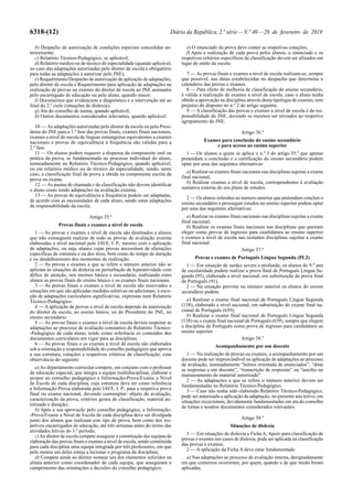 6318-(12) Diário da República, 2.ª série—N.º 40—26 de fevereiro de 2019
b) Despacho de autorização de condições especiais concedidas an-
teriormente;
c) Relatório Técnico-Pedagógico, se aplicável;
d) Relatório médico ou de técnico de especialidade (quando aplicável,
no caso das adaptações autorizadas pelo diretor de escola e obrigatório
para todas as adaptações a autorizar pelo JNE);
e) Requerimento/Despacho de autorização de aplicação de adaptações,
pelo diretor de escola e Requerimento para aplicação de adaptações na
realização de provas ou exames do diretor de escola ao JNE assinados
pelo encarregado de educação ou pelo aluno, quando maior;
f) Documentos que evidenciem o diagnóstico e a intervenção até ao
final do 2.º ciclo (situações de dislexia);
g) Ata do conselho de turma, quando aplicável;
h) Outros documentos considerados relevantes, quando aplicável.
10 — As adaptações autorizadas pelo diretor da escola ou pelo Presi-
dente do JNE para a 1.ª fase das provas finais, exames finais nacionais,
exames a nível de escola de línguas estrangeiras equivalentes a exames
nacionais e provas de equivalência à frequência são válidas para a
2.ª fase.
11 — Os alunos podem requerer a dispensa da componente oral ou
prática da prova, se fundamentada no processo individual do aluno,
nomeadamente no Relatório Técnico-Pedagógico, quando aplicável,
ou em relatório médico ou de técnico da especialidade, sendo, neste
caso, a classificação final da prova a obtida na componente escrita da
prova ou exame.
12 — As pautas de chamada e de classificação não devem identificar
o aluno como tendo adaptações na avaliação externa.
13 — As provas de equivalência à frequência podem ser adaptadas,
de acordo com as necessidades de cada aluno, sendo estas adaptações
da responsabilidade da escola.
Artigo 35.º
Provas finais e exames a nível de escola
1 — As provas e exames a nível de escola são destinados a alunos
que não conseguem realizar de todo as provas de avaliação externa
elaboradas a nível nacional pelo IAVE, I. P., mesmo com a aplicação
de adaptações, ou seja, alunos cujas provas necessitam de alterações
específicas de estrutura e ou dos itens, bem como do tempo de duração
e ou desdobramento dos momentos de realização.
2 — As provas e exames a que se refere o número anterior não se
aplicam às situações de dislexia ou perturbação de hiperatividade com
défice de atenção, nos ensinos básico e secundário, realizando estes
alunos as provas finais do ensino básico e os exames finais nacionais.
3 — As provas finais e exames a nível de escola são reservados a
situações em que são aplicadas medidas seletivas ou adicionais, à exce-
ção de adaptações curriculares significativas, expressas num Relatório
Técnico-Pedagógico.
4 — A aplicação de provas a nível de escola depende da autorização
do diretor da escola, no ensino básico, ou do Presidente do JNE, no
ensino secundário.
5 — As provas finais e exames a nível de escola devem respeitar as
adaptações ao processo de avaliação constantes do Relatório Técnico-
-Pedagógico de cada aluno, tendo como referência os conteúdos dos
documentos curriculares em vigor para as disciplinas.
6 — As provas finais e os exames a nível de escola são elaborados
sob a orientação e responsabilidade do conselho pedagógico que aprova
a sua estrutura, cotações e respetivos critérios de classificação, com
observância do seguinte:
a)Ao departamento curricular compete, em conjunto com o professor
de educação especial, que integra a equipa multidisciplinar, elaborar e
propor ao conselho pedagógico a Informação-Prova/Exame a Nível
de Escola de cada disciplina, cuja estrutura deve ter como referência
a Informação-Prova elaborada pelo IAVE, I. P., para a respetiva prova
final ou exame nacional, devendo contemplar: objeto de avaliação,
caracterização da prova, critérios gerais de classificação, material au-
torizado e duração;
b) Após a sua aprovação pelo conselho pedagógico, a Informação-
-Prova/Exame a Nível de Escola de cada disciplina deve ser divulgada
junto dos alunos que realizam este tipo de prova, bem como dos res-
petivos encarregados de educação, até três semanas antes do termo das
atividades letivas do 3.º período;
c)Ao diretor de escola compete assegurar a constituição das equipas de
elaboração das provas finais e exames a nível de escola, sendo constituída
para cada disciplina uma equipa integrada por três professores, em que
pelo menos um deles esteja a lecionar o programa da disciplina;
d) Compete ainda ao diretor nomear um dos elementos referidos na
alínea anterior como coordenador de cada equipa, que assegurará o
cumprimento das orientações e decisões do conselho pedagógico;
e) O enunciado da prova deve conter as respetivas cotações;
f) Após a realização de cada prova pelos alunos, o enunciado e os
respetivos critérios específicos de classificação devem ser afixados em
lugar de estilo da escola.
7 — As provas finais e exames a nível de escola realizam-se, sempre
que possível, nas datas estabelecidas no despacho que determina o
calendário das provas e exames.
8 — Para efeito de melhoria de classificação do ensino secundário,
é válida a realização de exames a nível de escola, caso o aluno tenha
obtido a aprovação na disciplina através desta tipologia de exames, sem
prejuízo do disposto no n.º 2 do artigo seguinte.
9 — A classificação das provas e exames a nível de escola é da res-
ponsabilidade do JNE, devendo os mesmos ser enviados ao respetivo
agrupamento do JNE.
Artigo 36.º
Exames para conclusão do ensino secundário
e para acesso ao ensino superior
1 — Os alunos a quem se aplica o n.º 3 do artigo 35.º que apenas
pretendam a conclusão e a certificação do ensino secundário podem
optar por uma das seguintes alternativas:
a) Realizar os exames finais nacionais nas disciplinas sujeitas a exame
final nacional;
b) Realizar exames a nível de escola, correspondentes à avaliação
sumativa externa do seu plano de estudos.
2 — Os alunos referidos no número anterior que pretendam concluir o
ensino secundário e prosseguir estudos no ensino superior podem optar
por uma das seguintes alternativas:
a) Realizar os exames finais nacionais nas disciplinas sujeitas a exame
final nacional;
b) Realizar os exames finais nacionais nas disciplinas que queiram
eleger como provas de ingresso para candidatura ao ensino superior
e exames a nível de escola nas restantes disciplinas sujeitas a exame
final nacional.
Artigo 37.º
Provas e exames de Português Língua Segunda (PL2)
1 — Em situação de surdez severa a profunda, os alunos do 9.º ano
de escolaridade podem realizar a prova final de Português Língua Se-
gunda (95), elaborada a nível nacional, em substituição da prova final
de Português (91).
2 — Na situação prevista no número anterior os alunos do ensino
secundário podem:
a) Realizar o exame final nacional de Português Língua Segunda
(138), elaborado a nível nacional, em substituição do exame final na-
cional de Português (639);
b) Realizar o exame final nacional de Português Língua Segunda
(138) ou o exame final nacional de Português (639), sempre que elegem
a disciplina de Português como prova de ingresso para candidatura ao
ensino superior.
Artigo 38.º
Acompanhamento por um docente
1 — Na realização de provas ou exames, o acompanhamento por um
docente pode ser imprescindível na aplicação de adaptações ao processo
de avaliação, nomeadamente “leitura orientada de enunciados”, “ditar
as respostas a um docente”, “transcrição de respostas” ou “auxílio no
manuseamento do material autorizado”.
2 — As adaptações a que se refere o número anterior devem ser
fundamentadas no Relatório Técnico-Pedagógico.
3 — Caso não tenha sido elaborado Relatório Técnico-Pedagógico,
pode ser autorizada a aplicação da adaptação, no presente ano letivo, em
situações excecionais, devidamente fundamentadas em ata do conselho
de turma e noutros documentos considerados relevantes.
Artigo 39.º
Situações de dislexia
1 — Em situações de dislexia a Ficha A, Apoio para classificação de
provas e exames nos casos de dislexia, pode ser aplicada na classificação
das provas e exames.
2 — A aplicação da Ficha A deve estar fundamentada:
a) Nas adaptações ao processo de avaliação interna, designadamente
em que contextos ocorreram, por quem, quando e de que modo foram
aplicadas.
 