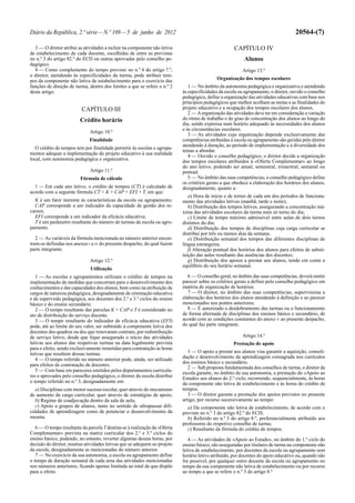 20564-(7)

Diário da República, 2.ª série — N.º 109 — 5 de junho de 2012
3 — O diretor atribui as atividades a incluir na componente não letiva
de estabelecimento de cada docente, escolhidas de entre as previstas
no n.º 3 do artigo 82.º do ECD ou outras aprovadas pelo conselho pedagógico.
4 — Como complemento do tempo previsto no n.º 4 do artigo 7.º,
o diretor, atendendo às especificidades da turma, pode atribuir tempos da componente não letiva de estabelecimento para o exercício das
funções de direção de turma, dentro dos limites a que se refere o n.º 2
deste artigo.

CAPÍTULO III
Crédito horário
Artigo 10.º
Finalidade
O crédito de tempos tem por finalidade permitir às escolas e agrupamentos adequar a implementação do projeto educativo à sua realidade
local, com autonomia pedagógica e organizativa.
Artigo 11.º
Fórmula de cálculo
1 — Em cada ano letivo, o crédito de tempos (CT) é calculado de
acordo com a seguinte fórmula CT = K × CAP + EFI + T, em que:
K é um fator inerente às características da escola ou agrupamento;
CAP corresponde a um indicador da capacidade de gestão dos recursos;
EFI corresponde a um indicador da eficácia educativa;
T é um parâmetro resultante do número de turmas da escola ou agrupamento.
2 — As variáveis da fórmula mencionada no número anterior encontram-se definidas nos anexos I a IV do presente despacho, do qual fazem
parte integrante.
Artigo 12.º
Utilização
1 — As escolas e agrupamentos utilizam o crédito de tempos na
implementação de medidas que concorram para o desenvolvimento dos
conhecimentos e das capacidades dos alunos, bem como na atribuição de
cargos de natureza pedagógica, designadamente de orientação educativa
e de supervisão pedagógica, aos docentes dos 2.º e 3.º ciclos do ensino
básico e do ensino secundário.
2 — O tempo resultante das parcelas K × CAP e T é considerado no
ato de distribuição do serviço docente.
3 — O tempo resultante do indicador de eficácia educativa (EFI)
pode, até ao limite do seu valor, ser subtraído à componente letiva dos
docentes dos quadros ou dos que renovaram contrato, por redistribuição
de serviço letivo, desde que fique assegurado o início das atividades
letivas aos alunos das respetivas turmas na data legalmente prevista
para o efeito, sendo exclusivamente remetidas para contratação as horas
letivas que resultem dessas turmas.
4 — O tempo referido no número anterior pode, ainda, ser utilizado
para efeitos de contratação de docentes.
5 — Com base em pareceres emitidos pelos departamentos curriculares e aprovados pelo conselho pedagógico, o diretor da escola distribui
o tempo referido no n.º 3, designadamente em:
a) Disciplinas com menor sucesso escolar, quer através do mecanismo
de aumento da carga curricular, quer através de estratégias de apoio;
b) Regime de coadjuvação dentro da sala de aula;
c) Apoio a grupos de alunos, tanto no sentido de ultrapassar dificuldades de aprendizagem como de potenciar o desenvolvimento da
mesma.
6 — O tempo resultante da parcela T destina-se à realização da «Oferta
Complementar» prevista na matriz curricular dos 2.º e 3.º ciclos do
ensino básico, podendo, no entanto, reverter algumas dessas horas, por
decisão do diretor, noutras atividades letivas que se adequem ao projeto
da escola, designadamente as mencionadas do número anterior.
7 — No exercício da sua autonomia, a escola ou agrupamento define
o tempo de duração semanal de cada uma das atividades mencionadas
nos números anteriores, ficando apenas limitada ao total de que dispõe
para o efeito.

CAPÍTULO IV
Alunos
Artigo 13.º
Organização dos tempos escolares
1 — No âmbito da autonomia pedagógica e organizativa e atendendo
às especificidades da escola ou agrupamento, o diretor, ouvido o conselho
pedagógico, define a organização das atividades educativas com base nos
princípios pedagógicos que melhor acolham as metas e as finalidades do
projeto educativo e a ocupação dos tempos escolares dos alunos.
2 — A organização das atividades deve ter em consideração a variação
do ritmo de trabalho e do grau de concentração dos alunos ao longo do
dia, sendo expressa num horário adequado às necessidades dos alunos
e às circunstâncias escolares.
3 — As atividades cuja organização depende exclusivamente das
competências atribuídas à escola ou agrupamento são geridas pelo diretor
atendendo à duração, ao período de implementação e à diversidade dos
temas a abordar.
4 — Ouvido o conselho pedagógico, o diretor decide a organização
dos tempos escolares atribuídos à «Oferta Complementar» ao longo
do ano letivo, podendo ser anual, semestral, trimestral, semanal ou
pontual.
5 — No âmbito das suas competências, o conselho pedagógico define
os critérios gerais a que obedece a elaboração dos horários dos alunos,
designadamente, quanto a:
a) Hora de início e de termo de cada um dos períodos de funcionamento das atividades letivas (manhã, tarde e noite);
b) Distribuição dos tempos letivos, assegurando a concentração máxima das atividades escolares da turma num só turno do dia;
c) Limite de tempo máximo admissível entre aulas de dois turnos
distintos do dia;
d) Distribuição dos tempos de disciplinas cuja carga curricular se
distribui por três ou menos dias da semana;
e) Distribuição semanal dos tempos das diferentes disciplinas de
língua estrangeira;
f) Alteração pontual dos horários dos alunos para efeitos de substituição das aulas resultante das ausências dos docentes;
g) Distribuição dos apoios a prestar aos alunos, tendo em conta o
equilíbrio do seu horário semanal.
6 — O conselho geral, no âmbito das suas competências, deverá emitir
parecer sobre os critérios gerais a definir pelo conselho pedagógico em
matéria de organização de horários.
7 — O diretor, no âmbito das suas competências, supervisiona a
elaboração dos horários dos alunos atendendo à definição e ao parecer
mencionados nos pontos anteriores.
8 — É autorizado o desdobramento das turmas ou o funcionamento
de forma alternada de disciplinas dos ensinos básico e secundário, de
acordo com as condições constantes do anexo V ao presente despacho,
do qual faz parte integrante.
Artigo 14.º
Prestação de apoio
1 — O apoio a prestar aos alunos visa garantir a aquisição, consolidação e desenvolvimento da aprendizagem consagrada nos currículos
dos ensinos básico e secundário.
2 — Sob proposta fundamentada dos conselhos de turma, o diretor da
escola garante, no âmbito da sua autonomia, a prestação do «Apoio ao
Estudo» aos alunos do 2.º ciclo, recorrendo, sequencialmente, às horas
da componente não letiva de estabelecimento e às horas do crédito de
tempos.
3 — O diretor garante a prestação dos apoios previstos no presente
artigo, por recurso sucessivamente ao tempo:
a) Da componente não letiva de estabelecimento, de acordo com o
previsto no n.º 3 do artigo 82.º do ECD;
b) Referido no n.º 3 do artigo 8.º, preferencialmente atribuído aos
professores do respetivo conselho de turma;
c) Resultante da fórmula do crédito de tempos.
4 — As atividades de «Apoio ao Estudo», no âmbito do 1.º ciclo do
ensino básico, são asseguradas por titulares de turma na componente não
letiva de estabelecimento, por docentes da escola ou agrupamento sem
horário letivo atribuído, por docentes do apoio educativo ou, quando não
for possível, por qualquer outro docente da escola ou agrupamento no
tempo da sua componente não letiva de estabelecimento ou por recurso
ao tempo a que se refere o n.º 3 do artigo 8.º

 