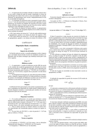 20564-(8)

Diário da República, 2.ª série — N.º 109 — 5 de junho de 2012

5 — A organização das atividades referidas no número anterior deve
ter em conta a criação de salas de estudo, respeitando os ritmos de
aprendizagem dos alunos bem como as suas necessidades de acompanhamento na aprendizagem mais recente, independentemente do ano
de escolaridade de frequência.
6 — A contratação de professores para a prestação de apoio educativo ao 1.º ciclo do ensino básico só é possível após esgotadas as horas
disponíveis nos horários de trabalho dos docentes da escola a quem
foram atribuídos cargos ou funções que por força das normas vigentes
impliquem a não titularidade de grupo ou turma.
7 — Para efeitos do disposto no número anterior, os agrupamentos
de escolas ou escolas não agrupadas dispõem de um crédito semanal de
horas resultante do produto:
a) De 2 pelo número de turmas do 1.º ciclo de cada estabelecimento
do agrupamento, quando o seu número de alunos for superior a 250;
b) De 4 pelo número de turmas do 1.º ciclo de cada estabelecimento
do agrupamento, quando o seu número de alunos for inferior a 250.

CAPÍTULO V
Disposições finais e transitórias
Artigo 15.º
Impacto das atividades
No final de cada ano escolar, o conselho pedagógico avalia o impacto
que as atividades desenvolvidas tiveram nos resultados escolares, deliberando sobre um plano estratégico que estabeleça metas para o ano
letivo seguinte.
Artigo 16.º
Biblioteca escolar
1 — A organização e a gestão da biblioteca escolar (BE) da escola
ou do conjunto das escolas do agrupamento são efetuadas nos termos
previstos na Portaria n.º 756/2009, de 14 de julho, com as alterações que
lhe foram introduzidas pelas Portarias n.os 558/2010, de 22 de julho, e
76/2011, de 15 de fevereiro, enquanto não se proceder à revisão destes
normativos.
2 — Na designação dos docentes que, para além do professor bibliotecário, integram a equipa da BE deve ser dada preferência a docentes
de carreira, com formação em bibliotecas escolares sem serviço letivo
atribuído ou com horário de insuficiência de tempos letivos.

Artigo 20.º
Aplicação no tempo
O presente despacho aplica-se ao ano escolar de 2012/2013 e anos
escolares subsequentes.
4 de junho de 2012. — O Ministro da Educação e Ciência, Nuno
Paulo de Sousa Arrobas Crato.
ANEXOS
(a que se refere o n.º 2 do artigo 11.º e o n.º 8 do artigo 13.º)
ANEXO I

O fator K caracteriza o corpo docente em exercício de funções na
escola ou agrupamento, ao nível da estrutura etária e do tempo de serviço
e por referência à redução da componente letiva prevista no artigo 79.º
do ECD, e a dimensão da escola, ao nível do número de turmas dos 2.º e
3.º ciclos do ensino básico e do ensino secundário, independentemente
da modalidade, com exceção da educação de adultos, do programa
integrado de educação e formação (PIEF) e dos cursos de educação e
formação (CEF).
Nestes termos, o seu valor corresponde à diferença entre quatro
vezes o número das turmas consideradas e o número total de horas
de redução ao abrigo do artigo 79.º do ECD de que usufruem os
docentes.
O valor referente ao número de horas de redução da componente
letiva, ao abrigo do artigo 79.º do ECD, é apurado no mês de junho,
tendo por base os dados enviados pelas escolas e agrupamentos ao
Sistema de Informação da Direção-Geral de Estatística da Educação e
Ciência do Ministério da Educação e Ciência, abreviadamente designado
por MISI, através dos programas informáticos de gestão de pessoal e
vencimentos.
O número de turmas corresponde às existentes na escola ou agrupamento para o ano letivo em curso, de acordo com a informação
enviada pelas escolas ao MISI, através dos programas de gestão de
alunos.
O valor de K pode ser consultado na área reservada à escola ou
agrupamento, no MISI.
ANEXO II

O indicador da capacidade de gestão dos recursos (CAP) resulta da
seguinte fórmula:
CL

CAP = HSV–RCL

Artigo 17.º
Projetos
A atribuição de horas para projetos, das escolas ou agrupamentos, que
não se enquadram nas disposições do crédito horário estabelecidas no
presente despacho normativo, é autorizada pelo membro do Governo
responsável pela área da educação.
Artigo 18.º
Disposição transitória
1 — Às escolas profissionais e às escolas que ministram o ensino
artístico especializado aplica-se, transitoriamente e para efeitos de cálculo do crédito horário semanal, a fórmula CT = K × CAP, cujo valor é
acrescido do valor 1 por cada conjunto de 10 turmas dos 2.º e 3.º ciclos
do ensino básico e do ensino secundário previstas para o ano letivo.
2 — Para os efeitos previstos no número anterior, no ensino artístico especializado são consideradas apenas as turmas em regime integrado.
3 — No ano letivo de 2012/2013, o valor de parcela K × CAP não
pode ser inferior a 10 horas.

em que:
CL representa a componente letiva efetivamente atribuída nos horários
dos docentes dos 2.º e 3.º ciclo do ensino básico e do ensino secundário,
em exercício de funções no agrupamento ou escola não agrupada;
HSV é a capacidade letiva teórica considerada para efeitos de processamento de vencimentos;
RCL é o somatório das horas de redução da componente letiva, atribuídas aos docentes do 2.º e 3.º do ensino básico e do ensino secundário,
em exercício de funções na escola ou agrupamento.
O valor deste indicador é definido mensalmente pelo MISI, relevando
para o cálculo o respetivo valor médio calculado por referência aos meses
do ano letivo (setembro a junho), sendo o mesmo apurado e divulgado
no mês de junho de cada ano, ficando disponível para consulta na área
reservada à escola ou agrupamento.
Se a CAP for superior a 100 %, o que reflete a existência de
horas extraordinárias, o respetivo acréscimo é reduzido ao valor
100 %, baixando assim o indicador da capacidade de gestão dos
recursos.

Artigo 19.º
Norma revogatória
São revogados:
a) O despacho n.º 5328/2011, de 28 de março, com as alterações
introduzidas pelo despacho n.º 10580/2012, de 23 de agosto;
b) O despacho n.º 18064/2010, de 3 de dezembro.

ANEXO III

O indicador da eficácia educativa (EFI) resulta da avaliação sumativa
interna e externa.
O seu valor será apurado durante o mês de agosto pelo MISI, após
o envio dos dados de alunos relativos ao final do ano letivo, ficando
disponível para consulta na área reservada à escola ou agrupamento, e

 