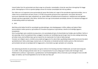 Uanset hvilken form for partnerskab man bliver enige om at benytte i samarbejdet, så skal der være klare retningslinjer for begge
       parter. Retningslinjer er til for at oprette tydelige rammer for hvordan samarbejdet skal virke og udføres.

       Den måde som vi vil organisere vores partnerskab på, passer ikke direkte ind i nogen af de overstående organisationsmåder, men er
       måske mere en kombination på tværs af dem. Vi vil ikke ind og ændre på kommunens organisation, men ønsker derimod af
       kommunen bibeholder deres egen arbejdskraft, og i stedet trækker på HedeDanmarks kompetencer. HedeDanmark skal ligeledes
       tiltræde med deres egenskaber, efter behov. Generelt kan man sige at det ønskede samarbejde, kommer til at eksistere på baggrund
       af vidensdeling mellem de implicerede.

       6. Drift

       Med fokus på de fælles formål for samarbejdet og vidensdelingen, skal arbejdsgangene i driften udføres ved hjælp af åben
       kommunikation mellem parterne, og forståelse for hinandens kompetencer og knowhow, indenfor de forskellige opgavers
       kompleksitet.
       Det vil sandsynligvis være urealistisk at præsumere, at et samarbejde på tværs af virksomheder kan forløbe uden konflikter. Derfor er
       det væsentligt, at der fra projektstart bliver synliggjort, hvorledes evt. konfliktløsning skal foregå. Hvem har den endelige beslutning,
       på hvilket niveau skal konflikten løses og hvor lang tid har de implicerede til at finde en fælles løsning?
       Vi ønsker som tidligere nævnt, at afvikle vores projekt på baggrund af en yderst åben og pålidelig dialog mellem kommunen (kunden)
       og HedeDanmark. Dette understreges markant ved, at vi ikke ønsker en bindende kontrakt imellem parterne. Men derimod at
       partnerskabet skal være så værdigivende for begge parter, at kontrakter og regler optræder som undværlig.



       Som afslutning på afsnittet om partnerskab, vil vi gerne referere til et foredrag med Steen Hildebrandt, som fandt sted tirsdag den
       11.11.08 kl. 15.00, på Esbjerg tekniske skole. Der var 2 repræsentanter fra vores erfagruppe til stede under foredraget. Steen
       Hildebrandt er professor i organisations- og ledelsesteori ved Handelshøjskolen, Århus Universitet, og har bidraget til mere end 200
       bøger om ledelse, især forandringsledelse har han for tiden stor fokus på6



6
    www.steenhildebrandt.dk
                                                                                                                                              11
 