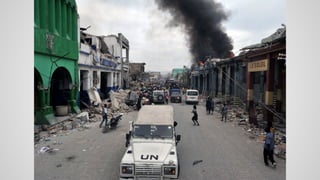 Mas a realidade para a maioria é...
…é ir na estrada tortuosa com inúmeros
obstáculos.
 