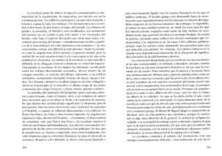 La escultura pone de relieve el aspecto conmcmoratívo y mo-
numental de la arquitectura. Se especializa, por decirlo así, en la
conmemoración. Los edifícios participan y ayudan directamente a
formar y a guiar la vida; las esratuas y los monumentos nos recuer-
dan el heroismo, la devoción y ellogro deI pasado. La columna de
granito, la pirâmide, el obelisco, son csculturalcs, son testimonio
del pasado, no cn cuanto a que está sujcto a las vicisitudes deI
tiempo, sino bajo cl aspecto dcl poder que tiene para durar y le-
vantarse por encima dei tiempo -manifestaciones nob!es o patéti-
cas de la ínrnortalídad, tal como pertenece a los mortales-s-. La otra
característica senala una diferencia más decisiva. Tanto la escultu-
ra como la arquitectura deben poseer y expresar unidad, pero la
unidad de un todo arquitectónico es la convergencia de una vasta
multitud de elementos. La unidad de la escultura es más sencilla y
definida: se ve obligada a tenerla solamente en virtud de! espacio.
Unicamente la escultura de los negros ha intentado, sacrificando
todos los valores directamente asociados, ofrecer dentro de un
compás estrecho, el carácter del dihujo, inherente a un edificio
verdadero, realizándolo mediante cl ritmo de Iineas, masas y for-
mas. No obstante, incluso la escultura negra se ha visto obligada a
observar e! principio de la sencillez; el dibujo surge de las partes
conectadas del cucrpo humano: cabeza, brazos, piernas y tronco.
La sencillez de! material y de! propósito (pues aun una estruc-
tura especializada, como el templo, sirve a un complejo de miras)
hace necesario que la escultura se limite a la expresión de matéria-
les que tienen una unídad propía significativa y dispuesta para la
percepción. Sólo los seres vivos tienen esta condición: los animales
ye! hombre, o cuando se adhieren directamente a los edifícios, las
flores, los frutos, las vidcs y otras formas vegetales. Laarquítectura
expresa la vida colcctiva dei hornbre --el ermitano, e! alma solitária
no construye, sino que busca una fosa-. La escultura expresa la
vida en sus formas individualizadas. Los efectos emocionales res-
pectivos de las dos artes corresponden a este principio. Se dice que
la arquitectura es "música congelada», pero emocionalmente csto
vale solamente para su estructura dinâmica, no para el efecto de su
sustancia. Respecto a la totalidad, su efecto emocional depende o
262
está estrechamente ligado con los asuntos humanos en los que e!
edifício participa. EI templo griego está demasiado leios de noso-
tros para que experimentemos mucho más que los efectos de! equi-
Iibrio exquisito de las fuerzas naturales. Sin embargo, es ímposible,
al entrar en una catedral medieval, no sentir los usos para los que
fue históricamente asignada como parte de ella: incluso un occi-
dental siente algo parecido al entrar en un tempo budista. No usaria
la palabra "prestado" para calificar los efectos semejantes que co-
rresponden a la experiencia de las casas y los edifícios públicos,
porque aquí los valores están demasiado incorporados para que
sea aplicahle esta palahra. No obstante, los valores estéticos en la
arquitectura dependeu peculiarmente de la absorción de significa-
dos ohtenidos de la vida humana colectiva.
Lasemociones despertadas por la escultura son necesariamen-
te las que corresponden a lo definido y duradero, excepto cuando
la escultura se usa para propósitos ilustrativos, un uso que la con-
vierte en un medio. Pues míentras que la música y la poesia lírica
son intrinsecamente idóneas para expresar palpitaciones especia-
les y crisis (corno las ocasiones que las provocan), la escultura care-
ce por completo de ese carácter -ocasional- deI mísmo modo que
sucede con la arquitectura. Los sentímíentos de lo vago, lo pasajero
y lo incierto no se ajustan bien con su mcdio. Próximo a lo arquitec-
tural en cuanto a esto, difierc de ello C0010, una vez más, lo singu-
lar difiere de lo colectivo. Lo que se ha dicho sobre el arte como
unión de lo universal y lo individual, es especialmente cierto de la
escultura; tanto así que la idea de que esta unión proporciona una
fórmula para todas las ohras de arte, probablemente tuvo SLl fuente
en la estatuaria griega. El Moisés de Miguel Ánge! es sumamente in-
dividual, pero no más genérico que episódico, porque lo "univer-
sal" es algo mLlY diferente de lo general. La actitud de la figura es-
culpida, con su impulsión enérgica pera contenida, expresa aI guía
que ve de lejos la tierra prometida, a la que sabe que no entrará. No
obstante, transmite con un valor y un sentimiento altamente indivi-
dualizados, la eterna disparidad de la aspiración y e1logro.
La escultura comunica el sentido del movírniento con una
energia extrcmadamente delicada -son testimonio de esto las fi-
263
 