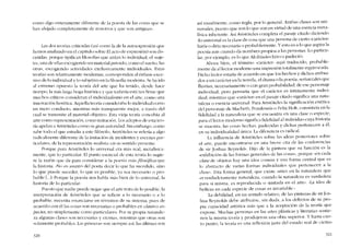 como algo enteramcnte diferente de la poesia de las cosas que se
han alejado completamente de nosotros y que son antiguas-.
Las dos teorias criticadas (asi como lade la autoexpresión que
hemos analizado en cl capitulo sobre El acto de cxprcsión) son dis-
cutidas, porque tipifican filosofias que aislan lo individual, el "suje-
to-; una de ellas escogiendo un material privado, C0l110 el sueno, las
otras, escogiendo actividades exclusivamente individuales. Estas
teorías son relativamente modernas, corresponden ai énfasis exce-
sivo de lo individual y lo suhjetivo en la filosofia moderna. Se ha ido
ai extremo opuesto la teoria del arte que ha tenido, desde hace
tiempo, la más larga baga histórica y que todavia está tan firme que
muchos críticos consideran e1 individualismo en eI arte, como una
ínnovación herética. Aquella teoria consideraba lo individual corno
un mero conducto, micntras más transparente mejor, a través dei
cu al se transmite el material objetivo. Esta vieja tcoría concebia ai
arte como represcnracíón, corno imitacíón Los adeptos de esta tco-
ríaapelan a Aristóteles como su gran autoridad. Sin embargo, corno
sahe todo el que estudia a este filósofo, Aristóteles se referia a algo
radicalmente diferente de la imitación de incidentes y escenas par-
ticulares, de la representación «realista" co su sentido presente.
Porque para Aristóteles lo universal era más real, mctafísíca-
mente, que lo particular. El punto escncial de esta teoria lo sugie-
re la razón que da para considerar a la poesia más filosófica que
la historiá. "No es asunto del poeta dccir lo que ha sucedido, sino
lo que puede suceder, lo que es posihle, ya sca necesario o pro-
hahle [...1" Porque la poesia nos habla más bicn de lo universal, la
historia de lo particular.
Puesto que nadie puedc negar que el arte trata de lo posible, la
interpretación de Aristóteles que se refícre a lo necesario o a 10
probable, neccsita enunciarse en términos de su sistema, pues de
acuerdo con éllas cosas son necesarias o probables en clases o es-
pecies, no simplementc como particulares. Por su propia naturalc-
za algunas dases son nccesarias y eternas, mientras que otras son
solamente probables. Las primeras son siempre así, las últimas son
320
así usualmente, C0010 regIa, por 10general. Ambas clases son uni-
versales, puesto que son lo que son en virtud de una esencia meta-
física inhcrcnte. Asi Aristóteles completa el pasaje citado diciendo
«louniversal es la clase de cosa que una persooa de cierto -carácter-
haria o diria necesaria o probablemente. Y esto es a lo que aspira la
poesia aun cuando da nombres propios a las personas. Lo particu-
lar, por ejemplo, es lo que A1cibiades hizo o padecíó-.
Ahora bicn, el término -carácter- aqui traducido, probable-
mente da allector moderno una impresión totalmente equivocada.
nicho lcctor estaria de acuerdo cn que los hechos y dichos atribui-
dos a un carácter co la novela, el drama o la poesia, serian rales que
flutrían, nccesariamente o con gran probabilidad, de ese personaje
individual, pero pensaría que el caracter es intimamente indivi-
duai, mientras que -carácter- en el pasaje citado significa una natu-
raleza o esencia universal. Para Aristóteles la sígnificación estética
de! personaje de Macbeth, Pendennis o Felix Holt, consistiria en la
fidelidad a la naturaleza que se encuentra en una clase o espccie;
para cllector moderno significa fidelidad al individuo cuya historia
se mucstra: las cosas hechas, padecidas y dichas pertenecen a él,
en su individualidad única. La diferencia cs radical.
La influencia de Aristóteles sobre las ideas posteriores sobre
el arte, puede encontrarse en una breve cita de las conferencias
de sir ]oshua Reynolds. Dijo de la pintura que su función es la
-exhibición de las formas generales de las cosas", porque -en cada
clase de objetos hay una idea común y una forma central que es
lo abstracto de varias formas individualcs que pertcnecen a la
clase-. Esta fonna general, que existe antes en la naturaleza que
es verdacleramente naturalcza, cuando la naturalcza es verdadera
para si misma, es reproducida o "imitada en el arte». "La idea de
helleza en cada especie de cosas es invariable.»
La debilidad, en un sentido relativo, de las pinturas de sir ]os-
hua Reynolds debe atríbuírsc, sin duda, a los defectos de su pro-
pia capacidad artistica más que a la aceptación de la teoria que
expone. Muchas personas en las artes plásticas y literarias sostie-
nen la misma teoria y produjeron una obra superior. Y hasta cier-
to punto, la teoría es una reflexión justa deI estado real de ciertas
321
 