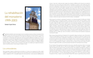 88 89
Considerada su fundación como la más antigua de en­tre los actualmente existentes en Osuna, el monasterio de San
Pedro se revela como una de las más interesantes muestras de arquitectura conventual existentes en la provincia
de Sevilla. Tal afirmación tiene su fundamento no en la riqueza de la arquitec­tura con que cuenta este edificio, ni en
su adscrip­ción a un determinado estilo arquitectónico puro que permitiera clasificarlo con claridad, sino en que nos
encontramos con una pieza del rompecabezas cla­ve para el entendimiento de la evolución urbana de Osuna a partir
del siglo XVI, cuando se empieza a di­bujar el trazado de lo que actualmente es la ciudad. Una amalgama de edificios,
de distinta época y fac­tura, y de una apariencia tan humilde que no mere­ció su inclusión en el catálogo de edificios
históricos protegidos, tan distante como es el monasterio de San Pedro a los ejemplos que la arquitectura del patio o
claustro, renacentista primero y barroco después, ha deja­do en Osuna.
Los antecedentes
Muros apuntalados, forjados con deformaciones in­verosímiles en el interior de una arquitectura de ínfima calidad,
maquillada con el tipismo de la fachada enca­lada y las macetas por doquier, fueron el cartel de bien­venida que encontré
cuando, a mediados de 1997, la comunidad requirió mis servicios para llevar a cabo las obras de rehabilitación del
convento. Cuatro años y medio más tarde, la ingente obra realizada no hablaba sino de la valentía de este puñado de
mujeres que, más cercanas a Dios que al mundo terrenal, se remangaron con mucha fe y pocos medios para me­terse
en el incierto, ingrato para los profanos las más de las veces, terreno de la autopromoción de una obra de edificación.
Al frente de esta ardua labor se colocó desde un principio la que sería a la postre Madre Priora, Sor María de San José
Luque, mujer de carácter resuelto, humilde y campechana, que con gran tesón y fuerza de voluntad, además de una
capacidad de convicción sorprendente, capitaneó con mano firme la empresa que le fue encomendada por el resto de la
comunidad, siendo capaz de sortear las dificultades que surgieron en el camino y llevando a cabo su cometido de forma
admirable. Aun cuando la intervención estaba motivada por el estado de semirruina en que se hallaba parte del con­
vento, esencialmente la zona de celdas, era evidente que la escasa calidad de la edificación no se refería exclusivamente al
aspecto constructivo, sino que el edificio adolecía además de graves carencias espaciales y de articulación de recorridos
interiores. La vida cotidiana dentro del mismo era, por tanto, muy dura para personas que en algunos casos son de edad
avan­zada, consideraciones aparte de la dureza de la vida de reclusión y contemplación.
Desde el punto de vista histórico y patrimonial, el monasterio es un conjunto heterogéneo de edificaciones, fechables
e identificables más por sus características formales y constructivas que por los datos escritos que obraban en poder
de la comunidad, debido a la pérdida de buena parte de los libros de crónicas. Por tanto, se abordó la primera fase
de estudio y análisis del edificio existente contando con la escasa información disponible en el convento sobre la
conformación del mismo, a lo que hay que añadir y agradecer la aportación de dos estudiosos locales, Antonio Martín
Vázquez, restaurador, y Francisco Ledesma, historiador, cuyas conversaciones conmigo ayudaron a contextualizar el
edificio en la evolución urbana de Osuna desde el Renacimiento hasta el pasado reciente, haciendo posible un mejor
entendimiento del proceso de formación del edificio a lo largo de sus más de cuatrocientos años de existencia. Sólo
así se pudo llevar a cabo un análisis adecuado del conjunto como punto de partida imprescindible para elaborar una
propuesta de rehabilitación no sólo fuera capaz de satisfacer las aspiraciones de la comunidad, sino de preservar las
principales trazas de un edificio que, como ya se ha dicho, es una de las muestras más interesantes de arquitectura
conventual de la ciudad.
Existe constancia documental de que la fundación de la co­munidad de religiosas fue llevada a cabo el 30 de abril de
1564 por Dª Isabel Méndez de Sotomayor, hecho está recogido en su testa­mento. Era dama de la condesa de Ureña
y viuda de Don Gonzalo de Baeza, condestable de Castilla según reza en dicho documento, lo cual da una idea clara
de la posición social de esta mujer que decide retirarse al final de sus días a la vida de contempla­ción. Inicialmente el
convento se establece en su propia casa, sita en la calle del Palacio, y toma el nombre de Convento de Santa Isabel,
pero en 1573 la comunidad inicia el traslado a su ubicación ac­tual, tras recibir, por parte de los Condes de Ureña, la
donación de la iglesia de San Pedro, cuya fun­ción principal venía siendo la de enterramiento de sus sirvientes.
En esos momentos Osuna experimenta un perio­do de efervescencia y desarrollo motivado por la labor de mecenazgo
que lleva acabo D. Juan Téllez Girón, IV conde de Ureña, fundador de la universi­dad y la Colegiata, y verdadero
artífice del esplen­dor de que gozaría la futura Casa Ducal de Osuna y del consiguiente desarrollo de la ciudad. Es el
tiem­po en el que la ciudad medieval, en las faldas de la colina sobre la que históricamente se había situa­do, desborda
la muralla, que ya prácticamente ha deja­do de ser necesaria tras el final de la Reconquista, para empezar a convertir
edificaciones asociadas a las huertas y terrenos de labor de la vega en vivien­das permanentes. La calle San Pedro, en
que se sitúa el monasterio, es una de las calles principales que se alinean en el s. XVI y que servirán para vertebrar
la expansión de Osuna, y aunque no sería hasta finales del siglo XVIII cuando el trazado urba­no del casco histórico
La rehabilitación
del monasterio
1999-2003
Salvador Cejudo Ramos
 