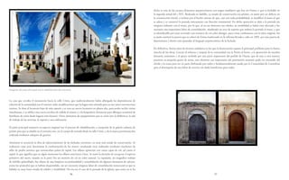 96 97
La casa que cerraba el monasterio hacia la calle Cristo, que tradicional­mente había albergado las dependencias de
relación de la comunidad con el exterior, sufre modificaciones que la hagan más cómoda para su uso tanto externocomo
interno. Se dota al locutorio bajo de más espacio y se crea un nuevo locutorio en planta alta, para poder re­cibir visitas
simultáneas, y se edifica una nueva escale­ra de subida al mismo y a la hospedería (Estancias para albergue ocasional de
familiares de visita desde lugares más lejanos). Otros elementos de equipamiento que se crean son: la biblioteca, la sala
de trabajo de las novicias, la ropería y una en­fermería.
El patio principal mantuvo su aspecto original tras el proceso de rehabilitación, a excepción de la galería cubierta de
primer piso que se añadió en el extremo este, en el cuerpo de entrada desde la calle Cristo, y de la nueva pavimentación
realizada mediante adoquín de granito.
Asimismo se acometió la obra de adecentamiento de las fachadas exteriores, en muy mal estado de conservación. Se
realizaron catas para determinar la conformación de los muros, resultando estar realizados mediante machones de
sillar de piedra arenisca que enmarcaban paños de tapial. Los sillares aparecían con varias capas de cal, así como el
tapial, lo que signif﻿ica que en algún momento los sillares estuvieron vistos. Se tomó la decisión de recuperar el aspecto
primitivo del muro, usando en la parte lisa un mortero de cal en color natural. La es­padaña, un magnífico trabajo
de ladrillo aplantillado, fue objeto de una lim­pieza en profundidad y consolidación de algunos elementos de adorno,
como los pináculos que se habían desprendido, sin ser necesaria ninguna labor de consolida­ción estructural ya que se
hallaba en muy buen estado de solidez y estabilidad. No era ese el caso de la portada de la iglesia, que como ya se ha
dicho es uno de los escasos elementos arquitectónicos con rasgos mudéjares que hay en Osuna, y que es fechable en
la segunda mitad del s XVI. Realizada en ladrillo, su estado de conservación era pésimo, en parte por un defecto en
la construcción inicial, o incluso por el hecho curioso de que, casi con toda probabilidad, se modificó el muro al que
se adosa y se conservó la portada únicamente con función ornamental. En dicha operación se dejó a la portada sin
ninguna trabazón con el muro, por lo que, al ser un elemento tan esbelto, su estabili­dad se había visto afectada y fue
necesaria una importante labor de consolidación, añadiendo un arco de soporte que trabara la portada al muro, y que
es identificable por estar revestido con mortero de cal color almagre, para evitar confusiones con la obra original. Así
se pudo sustituir la puerta que se colocó de forma inadecuada en la reforma llevada a cabo en 1883 por una puerta de
dimensiones y diseño más ajustados al lenguaje arquitectónico de la fachada.
En definitiva, fueron años de incierta andadura en los que la financiación supuso el principal problema para la buena
marcha de las obras. Gracias al esfuerzo y empuje de la comunidad con la Priora al frente, a la aportación de muchos
donantes anónimos y al apoyo recibido por una parte importante del pueblo de Osuna, que de una u otra manera
pusieron su pequeño grano de arena, este elemento tan importante del patrimonio ursaonés pudo ser rescatado del
olvido y la ruina para ser en parte disfrutado por todos y fundamentalmente usado por la Comunidad de Carmelitas
para el desempeño de una labor de servicio sin duda beneficiosa para todos.
Imágenes del patio principal tras la rehabilitación del convento.
 