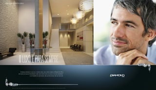O LUXO É PARA SEMPRE. 
A primeira impressão é a que fica e o contato inicial com as áreas comuns do Diamond Life Style 
não poderia ser melhor. Um imponente lobby com pé-direito duplo dá acesso ao elevador panorâmico* 
ou ao pavimento de lazer elevado. Um luxo para poucos. Um luxo para você. 
Sugestão de layout, móveis, decoração e acabamentos conforme memorial descritivo. Vide contrato de compra e venda. A locação de elementos estruturais pode variar de acordo com as exigências técnicas. *Elevador panorâmico tipo enclausurado. 
Perspectiva artística do lobby com pé-direito duplo. Foto ilustrativa. 
LOBBY COM PÉ-DIREITO DUPLO 
 