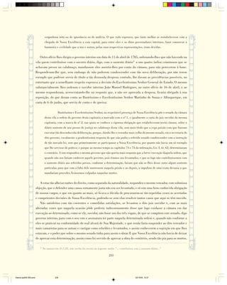 vergonhosa nota ou de ignorância ou de malícia. O que tudo esperava, que tanto melhor se restabelecesse com a
                                 chegada de Vossa Excelência a esta capital, para entre eles e os ditos governadores interinos, fazer conservar a
                                 harmonia e civilidade que a uns e outros, pelas suas respectivas representações, eram devidas.


                            Outro ofício lhes dirigiu o governo interino em data de 11 de abril de 1785, ordenando-lhes que não havendo na
                        vila quem contribuísse com o socorro diário, digo, com o sustento diário37 a uns quatro índios criminosos que se
                        achavam presos no calabouço, mandassem eles assistir-lhes por conta da câmara, para não perecerem à fome.
                        Responderam-lhe que, sem embargo de não poderem condescender com tão nova deliberação, por não terem
                        exemplo que pudesse servir de título a tão desusada despesa; contudo, lhe davam as providências possíveis, no
                        entretanto que a semelhante respeito esperava a decisão do Excelentíssimo Senhor General do Estado. O mesmo
                        substancialmente lhes ordenou o ouvidor interino João Manoel Rodrigues, no outro ofício de 16 de abril, e ao
                        mesmo responderam, acrescentando-lhe na resposta que, a não ser aprovada a despesa, ficaria obrigado à sua
                        reposição, do que deram conta ao Ilustríssimo e Excelentíssimo Senhor Martinho de Souza e Albuquerque, em
                        carta de 6 de junho, que serviu de conta e de queixa:

                                             Ilustríssimo e Excelentíssimo Senhor, na respeitável presença de Vossa Excelência põe o senado da câmara
                                 desta vila a ordem do governo desta capitania a marcada com o nº 1, e igualmente a carta do juiz ouvidor da mesma
                                 capitania, com a marca de nº 2, nas quais se conhece a rigorosa obrigação que estabeleceram nesta câmara, sobre o
                                 diário sustento de uns presos de justiça no calabouço desta vila, sem mais título que a cega paixão com que fizeram
                                 executar tão desconhecida deliberação, porque, dando-lhe o vereador mais velho do mesmo senado, em a secretaria do
                                 dito governo, vocalmente a prudentíssima resposta de que não podia o referido senado condescender com a instrução
                                 de tão inovada lei, sem que primeiramente se participasse a Vossa Excelência, por quanto não havia um só exemplo
                                 que lhe servisse de prática; e porque ao mesmo tempo os capítulos 73 e 74 da ordenação, Liv. I, tit. 62, determinaram
                                 o contrário. A isto respondeu o mesmo governo que não queria mais resposta que a breve execução daquela ordem, que
                                 quando não nos fariam conhecer aquele governo, pois éramos uns levantados; e que se logo não contribuíssemos com
                                 o sustento diário aos referidos presos, conforme a determinação, fariam que não se-lhes desse outro algum sustento
                                 particular, para que com a falta dele morressem naquela prisão e ao depois, a impulsos de uma exata devassa a que
                                 mandariam proceder, ficássemos culpados naquelas mortes.


                            A estas tão alheias razões do direito, como separada da naturalidade, respondeu o mesmo vereador, com submissa
                        objeção, que o defender uma causa sumamente justa não era ser levantado, e só sim uma bem conhecida obrigação
                        de nossos cargos, e que em quanto ao mais, só ficava a dúvida de procurarem-se tão repetidas vezes as acertadas
                        e competentes decisões de Vossa Excelência, podendo-se sem elas resolver tantos casos que aqui se têm movido.
                            Não satisfeitos com tão coerentes e comedidas satisfações, se levantou o dito juiz ouvidor e, com as mais
                        alteradas vozes que naquela ocasião pôde proferir, indecorosamente disse que logo cuidasse a câmara em dar
                        execução ao determinado, como se ele, ouvidor, não fosse um dos três vogais, de que se compõem este senado, digo
                        governo interino, para com o seu voto e assinatura ter parte naquela determinada ordem e, quando não conforme a
                        eles se praticar na conformidade do real alvará de Sua Majestade, e que senão faria suspender ao dito vereador e
                        mais camaristas para os autuar e castigar como rebeldes e levantados, e assim conhecerem a sujeição em que lhes
                        estavam, e o poder que sobre o mesmo senado tinha para assim o obrar. E que Vossa Excelência não havia de deixar
                        de aprovar esta determinação, assim como foi servido de aprovar a obra do cemitério, sendo tão pia para os mortos,

                           37
                                No manuscrito 21,1,23, este trecho foi escrito no seguinte modo: “... contribuísse com o sustento diário...”

                                                                                            235




Diarios pp209-350.pmd                      235                                                                      22/10/05, 12:27
 