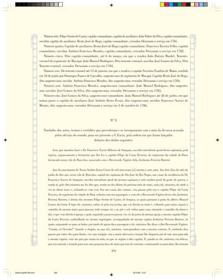 Número três. Filipe Serrão de Castro, capitão comandante, capitão de auxiliares. João Nobre da Silva, capitão comandante,
                        ouvidor, capitão de auxiliares. Bento José do Rego, capitão comandante, vereador. Deixaram o serviço em 1781.
                            Número quatro. Capitão de auxiliares, Bento José do Rego capitão comandante. Francisco Taveira Velho, capitão
                        comandante, ouvidor. Antônio Francisco Mendes, capitão comandante, vereador. Deixaram o serviço em 1782.
                            Número cinco. Dito capitão comandante, até 6 de março, em que o rendeu João Batista Mardel. Tenente-
                        coronel do regimento de Macapá. João Manoel Rodrigues. Dito tenente-coronel, ouvidor. José Gomes da Silva. Dito
                        Tenente-coronel, vereador. Deixaram o serviço em 1783.
                            Número seis. Do tenente-coronel até 15 de janeiro, em que o rendeu o capitão Severino Euzébio de Matos, rendido
                        em 18 de junho por Domingos Franco de Carvalho, sargento-mor do regimento de Macapá. Capitão Bento José do Rego,
                        dito sargento-mor, ouvidor. Antônio Francisco Mendes, dito sargento-mor, vereador. Deixaram o serviço em 1784.
                            Número sete. Antônio Francisco Mendes, sargento-mor comandante. João Manoel Rodrigues, dito sargento-
                        mor, ouvidor. José Gomes da Silva, dito sargento-mor, vereador. Deixaram o serviço em 1785.
                            Número oito. José Gomes da Silva, sargento-mor comandante. João Manoel Rodrigues até 26 de junho, em que
                        tomou posse o capitão de auxiliares José Antônio Freire Évora, dito sargento-mor, ouvidor. Francisco Xavier de
                        Morais, dito sargento-mor, vereador. Deixaram o serviço em 3 de outubro de 1786.



                                                                                     Nº X

                           Traslados dos autos, termos e certidões que procederam e se incorporaram com o auto da devassa acusada
                                   pelos oficiais do senado, para ser presente a V. Excia. pela ordem em que foram lançados
                                                                 debaixo dos títulos seguintes.

                                   Auto que mandou fazer o Dr. Francisco Xavier Ribeiro de Sampaio, ouvidor intendente geral desta capitania, pela
                               injúria, espancamento e ferimento que lhe fez o capitão Filipe da Costa Teixeira, do regimento da cidade do Pará,
                               destacado nesta vila de Barcelos, associado com o Reverendo Vigário dela, Jerônimo Ferreira Barreto


                                   Ano do nascimento de Nosso Senhor Jesus Cristo de mil setecentos [e] setenta e sete anos. Aos dois dias do mês de
                               junho do dito ano, nesta vila de Barcelos, capital da capitania de São José do Rio Negro, nas casas de residência do Dr.
                               Francisco Xavier de Sampaio, ouvidor intendente geral da mesma capitania e nela auditor geral da gente de guerra, e
                               sendo aí, pelo dito ministro me foi dito que, sendo no dia último do próximo mês de maio, saíra ele, ministro, de tarde a
                               ver as obras reais e, achando-se com esse fim nas casas das canoas, vira passar pela rua o capitão Filipe da Costa
                               Teixeira, do regimento da cidade do Pará, coberto com um reguingote, e com ele o Reverendo Vigário desta vila, Jerônimo
                               Ferreira Barreto, e detrás dos mesmos Filipe Serrão de Castro, de brojaca, os quais pararam à porta do alferes Manoel
                               Gomes da Costa. E logo ele, ministro, subiu só pela rua acima, que vai direita ao mato e, voltando para outra, seguiu o
                               caminho do mesmo mato, para passear, indo sempre só, e ao pôr o sol, voltou para casa, tomando o caminho da olaria e
                               daí, o que vem direito à igreja, o qual, seguindo a poucos passos, viu vir da porta da mesma igreja o mesmo capitão Filipe
                               da Costa Teixeira, embrulhado no mesmo reguingote, acompanhado do mesmo vigário Jerônimo Ferreira Barreto, os
                               quais, separando-se para os lados, por modo de quem dava passagem a ele, ministro, lhe disse o dito Reverendo Vigário:
                               “Criado, sô Ouvidor!” tirando o chapéu, ao que ele, ministro, correspondera com a mesma cortesia. E, andando dois
                               passos por entre eles para diante, em cujo tem[p]o com a maior aleivosia e traição lhe disparou por de trás uma pancada
                               o mesmo vigário, com um pau que trazia na mão, ao que se seguiu o dito capitão. E, pondo-se ele, ministro, em defesa,
                               que era natural, e tirando para isso uma pequena faca de mato que traz de costume, continuando as pancadas, lha tiraram

                                                                                      294




Diarios pp209-350.pmd               294                                                                  22/10/05, 12:27
 