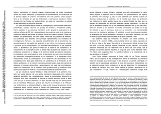 FORMAR Y FORMARSE EN LA ENSEÑANZA ENSEÑANZA Y PRÁCTICAS REFLEXIVAS
teórico, permitiendo al docente nuevas construcciones de orden conceptual
desde las cuales interpretar y comprender las problemáticas de situaciones de
la práctica objeto de análisis. Coincidiendo con este planteo, cabría pregun-
tarse si en contextos en que las limitaciones y restricciones sociales e institu-
cionales son tan fuertes, es posible obviar, sin pecar de ingenuidad, el análisis
de sus efectos en las prácticas docentes.
En clave de síntesis de las líneas de investigación y postulaciones hasta aquí
presentadas, resultan valiosos los aportes de Zeichner y Tabachnick (1991).
Como resultado de sus estudios, identifican cuatro grupos de propuestas en la
práctica reflexiva en EE.UU., destacables por su impacto a partir de la importante
producción editorial que sobre la cuestión circula en nuestro contexto. Cada una
enfatiza una problemática eje como objeto central de los procesos de reflexión:
los contenidos (con Shulman como principal representante), los resultados de
investigaciones formales, los aspectos procedimentales en la enseñanza; las
peculiaridades de los sujetos del aprender; y, por último, los contextos sociales
y políticos de la escolarización. En abreviada caracterización se las presenta
como: 1) académica, que pone el énfasis en el papel de los contenidos y el
conocimiento de la disciplina como la forma más apropiada de preparar a los
profesores para ejercer su trabajo; 2) de eficiencia social, que estaría asociada a
la enseñanza como un proceso de toma de decisiones en cuyo marco plantearía
las relaciones investigación-práctica de la enseñanza; 3) la designada como
evolucionista centra su preocupación en el desarrollo del aprendizaje en los
estudiantes como base para determinar los contenidos de la formación de los
futuros profesores; 4) la tradición reconstruccionista social, cuya idea central es
potenciar un impulso democrático y emancipatorio por parte de los profesores,
implica un compromiso con la reflexión como práctica social y constituye como
eje de preocupación la relativa a los contextos sociales de la escolarización.
Lo que resulta de especial interés en esta clasificación es la posterior inclu-
sión, por estos autores, de una quinta orientación designada como reflexión
genérica, expresión que, paradojalmente, desde su ambigüedad devendría en
categoría fértil para comprender el porqué de ciertos discursos sobre el tema
a los que ya se hiciera referencia. Se trata en este caso de una preocupación
por la enseñanza reflexiva en general, sin importar el contenido de la reflexión,
sus fundamentos, su intencionalidad. La idea central es que las acciones de los
profesores serían mucho mejores si fueran más deliberativas e intencionales.
Basándose en la distinción inicial realizada por Dewey [1933] 1989
4
entre
4. En su libro How We Think (trad. cast: Cómo pensamos, Barcelona, Paidós, 1989), Dewey caracteriza la
acción rutinaria como aquella que está dirigida primordialmente por el impulso, la tradición y la autoridad.
En este marco, la realidad se percibe como no problemática y se constituye en barrera para el reconocimien-
acción reflexiva y acción rutinaria, pareciera que este razonamiento no nece-
sitara dirigirse a aspectos como el contenido, los procedimientos, los sujetos,
el contexto. Sin embargo, y esto ha sido señalado por distintos autores en
diversas producciones y contextos, en la medida que todos los profesores
son reflexivos en algún sentido acerca de su propio trabajo, es claro que un
planteo de reflexividad en términos generales resulta insuficiente. La idea de
que la enseñanza mejora solo si los profesores deliberan más y son más racio-
nales en relación a sus acciones no resulta convincente. Lo central es el tipo
de reflexión a que se convoque, tanto por su contenido y su intencionalidad
como por los modos de abordarla. El propósito es que los profesores estudien
la enseñanza de forma deliberativa, conozcan lo que están haciendo, por qué
lo hacen y qué sucederá como resultado de su tarea (Zeichner, 1992).
No podemos dejar de mencionar en relación con estos planteos, la
impronta de P. Jackson (1988), particularmente desde sus ideas expuestas en
el libro La vida en las aulas. Más allá de la recuperación directa de esta obra
del autor -a la que haremos especial referencia en otro capítulo-, nos parece
oportuno mencionar por las relaciones con el tema que nos ocupa, que el
prólogo a la primera edición española, a cargo de Jurjo Torres Santomé (1991:
11), tiene como sugestivo título: “La práctica reflexiva y la comprensión de lo
que acontece en las aulas”.
5
Jurjo Torres plantea, retomando a Doyle (1986, cit. en Torres Santomé,
1991), que la mayoría de las investigaciones sobre la enseñanza se orientaron
hacia los procesos que tienen lugar en las aulas en un sentido restringido, en
relación con el aprendizaje, perdiendo el nexo de acciones e interacciones con
la institución escolar como contexto en el que se desarrollan. Es precisamente
el trabajo de Jackson, que Jurjo Torres califica de pionero -apreciación en la
que coincidimos-, el que, basado en metodologías cualitativas indaga otros
to y la experimentación de puntos de vista diferentes. En el caso de maestros y profesores, conduce a la
aceptación acrítica de las situaciones que enfrentan cotidianamente, a la aceptación de objetivos y medios
definidos por otros para ellos. La acción reflexiva, en cambio, desde su visión, supone una consideración
activa y cuidadosa de sus creencias y prácticas a la luz de los fundamentos que las sostienen y las consecuen-
cias que de ellas derivan. En esta perspectiva, la reflexión no puede ser entendida como una serie de pasos
o procedimientos preespecificados a seguir por los profesores, sino una manera de afrontar los problemas
que se les presentan. Implica intuición, emoción y pasión, por lo que excede el proceso de solución lógica
y racional de problemas. Es por esto que, además de actitudes como apertura intelectual, responsabilidad y
sinceridad, supone siempre la consideración de por lo menos tres consecuencias provocadas por el propio
ejercicio docente: personales, académicas y socio-políticas. En tanto las aulas son ambientes en los que se
suceden acontecimientos a un ritmo vertiginoso e impredecible que reclaman constantemente decisiones
espontáneas, la reflexión tiene que dar lugar también a la consideración de hechos inesperados. De ahí que
su planteo, en definitiva, reclame un equilibrio entre reflexión y rutina, pensamiento y acción.
5. Sugestivo, por cuanto en el momento en que Jurjo Torres escribe este prólogo, en España se ha exten-
dido considerablemente en el mundo académico el debate acerca del papel de los procesos reflexivos en la
práctica profesional de los profesores y por ende en sus procesos de formación.
46 47
Este
material
es
para
uso
de
los
estudiantes
de
la
Universidad
Nacional
de
Quilmes,
sus
fines
son
exclusivamente
didácticos.
Prohibida
su
reproducción
parcial
o
total
sin
permiso
escrito
de
la
editorial
correspondiente.
 