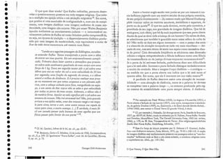 18 Cf. M, Cacciari, Icônes de la loi, op, cit., pp. 62-81.
19W. Benjamin, Carta a G. Scholern, 12 de junho ele 1938, Correspondance,
op, cit., U) p. 249 . Cf. Igualmente "Franz Kafka", rrad, M. de Gandillac, CEulJres,
Il, op. clt.,p. 73.
241
O Que Vemos) O QUt' Nos Olha
20 Por exemplo em Fresb Widow (1920), La bagarred'Austerlltz (1921), a
Porta aberta efechada da ruoLarrey (1927), uma outra, transparente esornbrea-
da, da galeria Gr~ldil)a (1937L ou, finalmente, a ôeÉtaru.donués [Sendo dados)...
(1946-1966),scl1l contar o Grand Yerre [O grande Vidro], é claro.
21 Cfpor exemplo J, Delesnlle, Cetétrange secret, Paris, Desclée de Brouwer,
1957, pp. 60-:97;M. Bubcr, citado (ecriticado) por H. Polirzer, Franz Kafka. Parable
and Paradox, Ithnca/Nova 1'01'1.., The Cornell UniversiryPress, 1962 (eel. revista,
1966), p. 179; ali W. Ries, Transzeudenz aisTerror. Eine religionsgeschicbtliche
Studie iiber Franz ](a(lw,Hcidelberg,Schneider, 1977.
22 E'ssn é a força da lcirurn proposrn por G. Deleuzee F. Guartari, Kafka.
Paul' une liuérature tJJilIN'I'C 111'11'1, Minuit, 1.975, pp. 79-95 e 108-110. A noção
de imagem dialética estú implicitamente presente nus passagens sobre as" rico-for-
mações" kalkinnasonde se lêem o céu como subsolo, o arcaísmo religioso como
o capitalismo etc,(ihid" pp. J35~1.36).
Assim o humor anglo-saxão vem juntar-se por U111 instante à iro-
nia kafkiana jogando C,oU1 U?! motivo secular de sl~aprópria memória,
de seu p.i-óp.r:'lO'·êÍ1r~izãJilentb -'do mesmomodoque MarcelDuchamp .
pôde ironizarsobre..Os motivos ·seculares,.simbóHcos e espaciais, .da .:
porta ou dajanehi20. O que emnadadiminui, muito pelo contrário, a .'
gravidade de seu jogo; sua gravidade de imagem dialética. Quehá c~~'
mais grave.com efeito, que háél~ maisinquietanteque essa porta aberta
.dian'te da.qual se esvai toda a.crençadeurn homem? Ou-talvez-de dois, .
se admitirmos quetambémoguardiãc entranessaesfera do culto da .
lei? Nãoterão o~· dois'em algum momento -COiTio passar dos anos ' : . ,:
e o absurdo .da situação tornando-se cada' vez mais manifesto - dei- O
xadode crer, 111as sem deixar de sentir sua espera como necessária dian-
' -t e cla .pOrta? Com demasiada freqüência se edulcorou essa dimensão .
irônica-e trágica compreendendo a-fábula kafkiana corno uma .fábl1~a '.
da transcendência ou da justiça div inas enquanto incomensur áveis-I.
Se a porta da lei estivesse fechada, poderíamos dizer sem dificuldade
que a lei está além. Somente a porta fechada distingue verdadeiramente
o oculto do revelado. Mas a imagem éaqui dialética - e ambígua -
na medida em que a porta aberta nos indica que a lei está tanto aí
lé E 1 rÓ» - - ?1
quanto a em. zm suma, que e a e Imanente em sua CISaOl.11eSma--·
A parábola de Kafka descreve assim uma situação de inacessi-
bilidade --- uma situação de distância, como se a palavra lei devesse
. se completarcom fi palavra longe -, no entanto produzida pelo sig-
no mesmo ela acessibilidade: urna porta sempre aberta. A distância,
Ceorges Didi-Huberman
240
"Lendo-se a seguinte passagem de Eddington, 'acredita-
se entender Kafl<a: 'Estoutranspondo à porta coma idéic[: ,
de entrar em meu quarto. Eis"L171~ empreendimento compli-
cado. Primeiro devo lutar contra a atmosfera que presslo-
na sobre cada centimetro quadrado de meu corpo com uma
força de 1 I<.g. Devo em seguida tentar pôr o pé sobre uma
táb ua que voa ao redor do sol a urna 'velocidade de 30 km
por segundo; uma fração de segundo de atraso) e a tábua
estará a milhas de distância. E é preciso realizar essa proe-
za no momento em que estou suspenso a um planeta esfé-
rico) com. a cabeça voltada parafora, mergulhada 1
.10 espa-
ço) e um. vento de éter sopra não se sabe a que velocidade
por todos os I)01'OS de'mea corpo. Ademais, a tábua l1ão é
de matéria [irme. Apoiar-se nela significá pôr o pé sobre um
enxame de moscas. Não irei atrauessâ-lasi Não) pois quando
arrisco e me apóio nelas) uma das moscas reage e me impe-
le para cima; torno a cair) uma outra mosca me repele de
novo paracima) e assim avanço. (...) É verdade) é mais fá-
cil um camelo passar pelo buraco de uma agulha que um
físico passar pelo limiar de sua po1'ta"'19.
o que quer dizer ainda? Que Kafka radicaliza, portanto desen.. .
raizao questionamento presente em toda exegese reiigiosa. QLl~ ~91o..
.' .ca ·a trádiçãOem.apõ.r
j .à
:c tídc·a ·e enisitU:a~[o orÍgillárja18 ~El11 suma,
.que produz ar umaconclusâo de irreligiosidade e, num ato de-.roh1pi-
.. menta, uma imagem dialética: 'u ma imagem' autêntica d~.~lQSS~l.:1}19.
.. derriidade, ·umaiu'iage.
iii.nãoarcaica. :Não'p~;~ acaso Wq lteLBenjá.mln
..
·.:o.pmlha.sutilniente ao.el;raizame11.~o-judaico - o incontestávejen-
raizamento judaico de Kafka.tal corno Scholem podiacornpreendê-ló,
. ou seja, em termos detradição ~odesenralzamento dialético produ.
zidopor Ul11~l' imagem damodernidade, cujo equivalente o -aut~r de
Rua de mão única encontraria até 'mesmo num.Iísico:
•
•
•
•
•
•
•
•
•
•
•
•
•
•
•
•
•
•
•
•
•
•
•
••
•
•
•
•
•
•
•
•
•
•
 
