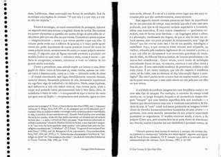 dessa indiferença, desse ostentação em forma de satisfação, fará da
tautologia uma espécie de cinismo : "O que vejo é o que vejo, e o res-
to não me importa."
porramcomoimagens"(5.Freud, L 'interprétation eles rêues [1900J,trad.I.lv1eyerson
revista por D. Berger, Paris,PUF, 1971 , p. 52, passagem que me foi assinalada por P.
Lacosrcl.Mas, emambososcasos,a tautologia indica questionamento e insatisfação,
ou seja, o contrário do que apontamos aqui. Quando Freud produz uma tautologia
diante de um quadro, talveznão faça senão reproduzir um sintoma que ele próprio
conhece bem- a saber, a atitude de Dora que passa "duas horas em admiração re-
colhida esonhadora" diante da MadonaSixtina de Rafael, e que responde à pergun-
ta do "que tanto lhe havia agradado nessequadro " com apenas duas palavras (tau-
tológicasmasdescjantes): "AMadona". Cf.S.Freud, "Fragmenrd'une analysed'hys-
terie (Dora)" (1905), trad. M. Bonaparte e R.1v1. Loewensrein, Cinq psychaualyses,
Paris, PUF,1954, (ed. J.979), p. 71. Comentei essa ultrapassagem freudiana da "tau-
tologiado visível" em"Uneravissante blancheur", Unsiêclederechercbes [reudiennes
en France, Toulouse, Erês,1986, pp. 71-83.
Frente à tautologia, na outra extremidade da paisagem, aparece
um segundo meio para suturar a angústia diante da tumba. Ele consiste
em querer ultra passar a questão, em.querer dirigir-se para além-da ci-
são aberta pelo que nos olha no que vemos. Consiste em querer superar
- imaginariamente - tanto o que vemos quanto o que nos olha. O
volume perde então sua evidência de granito, e o vazio perde igual-
mente seu poder inquietante de morte presente (morte do outro ou
nossa própria morte, esvaziamento do outro ou nosso próprio esvazia-
mento). O segundo caso de figura equivale po rtanto a produzir um
modelo fictício no qual tudo - volume e vazio, corpo e morte - po-
deria se reo rga nizar, su bsistir, continuar a viver no interior de um
grande sonho acordado.
Como a precedente, essa atitude supõe um horror e uma dene-
gação do cheio: como se houvesse aí, nessa tumba, apenas um volu-
me vazio e desencarnado, como se a vida - chamada então de alma
- já tivesse abandonado esse lugar decididamente concreto demais,
material demais, demasiado próx.imo de nós, demasiado inquietante
em significar algo de inelutável e de definitivo. Nada, nessa hipótese,
será definitivo: a vida não estará mais aí, mas noutra pa rte, onde o
corpo será sonhado como permanecendo belo e bem. .feito, cheio de
substância e cheio ele viela - e compreende-se aqui o ho rror do vazio
que gera urna tal ficção -, simplesmente será sonhado, agora ou bem
4J
A atividade de produzir imagens tem C0.l11 freqüência muito a ver
com esse tipo de escapes. Por exemplo, o universo da crença cristã
revelou-se, na longa duração, forçado a tal exuberância dessas ima-
gens "escapes" que uma história específica dela terá resultado - a
história que denominamos hoje com o vocábulo insa tisfatório de his-
tória da arte. A "arte" cristã terá assim produzido as imagens inume-
ráveis de túmulos fantasmaticamente esvaziados de seus corpos - e
portanto, num certo sentido, esvaziados de sua própria capacidade
esuaziante ou angustiante. O modelo continua sendo, é claro, o cio
próprio Cristo que, pelo simples fato (se se pode dizer) de abandonar
seu túmulo, suscita e conduz em sua totalidade o processo mesmo ela
mais tarde, alhures. É o ser-aí e a tumba como lugar que são aqui re-
cusados pelo que são verdadeiramente, materialmente.
Essa segunda atitude consiste portanto em fazer da experiência
do ver 14111 exercício da crença: uma verdade que não é nem rasa nem
profunda, mas que se dá enquanto verdade superlativa e invocante,
etérea JJlaS autoritária. É uma vitória obsessional- igualmente mi-
serável, mas de forma mais desviada - da linguagem sobre o olhar;
é a afirmação, condensada em dogma, de que aí não há nem um vo-
lume apenas, nem um puro processo de esvaziamento, mas «algo de
Outro" que faz reviver tudo isso e lhe dá um sentido, teleológico e
metafísico. Aqui, °que vemos (o triste volume) será eclipsado, ou
melhor, relevado pela instância legiferante de um invisível a prever; e
o que nos olha se ultrapassará num enunciado grandioso de verda-
des do além, eleAlhures hierarquizados, de futuros paradisíacos e de
face-a-face messiânicos... Outra recusa, outro modo de satisfação
reivindicada diante elo que, no entanto, continua a nos olhar como a
face dopio.r.É urna ostentação simétrica da precedente, exrática e não
mais cínica. É um. outro recalque, que não diz respeito à existência
como tal da cisão, mas ao estatuto de sua intervenção lógica e onto-
lógica-'. Ela não é porém senão a outra face da mesma moeda, a moe-
da de quem tenta escapar a essa cisão aberta em nós pelo que nos olha
no que vemos.
o Que Vemos, O Que Nos Olha
3 Haveria portanto duas formas de recalque: o recalque não amnésia (for-
ma histérica) e o recalqueque "trabalha com meios lógicos", segundo uma expres-
são de Freud (forma obsessiva). Cf. P. Lacoste, La sorciêre et le transfere. SUl' la
métapsychologle des néuroses, Paris, Rarnsay, 1987, p. 63-100.
Ceorges Didi-Huberrnan
40
•
•
•
•
•
•
•
•
•
•
•
•
•
•
•
•
•
•
•
•
•
•
•
•
•
•
•
•
•
•
•
•
•
•
 