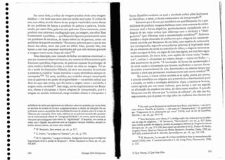 suficiência do estilo que legitimaria em silêncio a obra em questão; por outro lado,
os escritos de artistas se tornam progressivamente o objeto de atenções tão sa-
crnlizadas quanto esquecidas das condições formais da própria obra (é o caso de
Cézanne, por exemplo). Num caso, rejeitam-se as palavras quando são portado-
ras de incontestáveis efeitos de "recognoscibilidade"; no ou tro, apela-se às pala-
vras para que subjuguem tocio efeito de "legibilidade". É esquecer, em ambos os
casos, que a ligação das palavras com as imagens é sempre dialética, sempre in-
quieta, sempre aberta, em suma: sem solução.
33 X/. Benjamin, Seusunique, op. cit., p. 317.
34 C. Imbert, "Le présent er l'histoire", art. cit., p. 792.
35 Cf. G. Agarnben, "Langue et histoire. Catégories historiques et catégories
Iinguisriques dans la pensée de Benjamin", W1atter Benjamin et Paris, OI}. cit., pp.
793-807 .
Por outro lado, a crítica da imagem produz ainda urna imagem
dialética - em todo caso seria esta sua tarefa .mais justa. O crítico de
arte, com efeito, se acha diante de seu próprio vocabulário como diante
de um problema de faíscas a produzir ele palavra a palavra, friccio-
nando, por assim dizer, palavras com palavras. Como encontrar, como
produzir com palavras a conflagração que, na imagem, nos olha? Esse
. é exatamente o problema - que Benjamin figurava praticamente como
um problema de escultura, ele baixo-relevo ou de gravura, como um
problema elesuporte martelado: "Encontrar palavras para o que se tem
diante cios olhos, como isso pode ser difícil. Mas, quando vêm, elas
batem o real com pequenas marteladas até que nele tenham gravado
a imagem como numa chapa ele cobre"33.
Nem descrição, nem vontade de fechar um sistema conceitual-c-
mas seu constante desenvolvimento, seu constante dilaceramento pelo
friccionar aporético, fulgurante, de palavras capazes eleprolongar de
certo modo a dialética (a crise, a crítica) em obra na imagem. Tal se-
ria a tarefa do historiador-filósofo, tal seria sua maneira c1e articular
o presente e a história "numa memória e numa advertência sempre re-
começadas'<", Tal seria, também, seu trabalho sempre recomeçado
com as palavras e seu poder de originalidade- no sentido radical que
deve ter aqui esse termo, que diz tanto a origem como a novidade, a
origem como novidade'-'. Isso exige, mu ito explicitamente em Benja-
rnin, afastar e ultrapassar a forma religiosa da interpretação, que é a
exegese no sentido tradicional; exige também afastar e ultrapassar a
185
o Que Vemos, O Que Nos Olha
36 Por toda parte Benjamin se confronta com Kanr, cuja leitura - em parti-
cular sobre a filosofia da história - não cessa ele "decepcioná-lo". Cf. sobretudo
seu "Prograrnrne de la philosophie qui vient" (1918), trad. de M. de Gandillac,
CEuvrcs, I, op, cit., pp. 99-114).
37 Para Benjamin, com efeito, é "a desfiguração das coisas que as transfor-
ma em algo de alegórico..." YJ. Benjamin, "Zcnrralpark", art. cit., P: 227. Sobre
essa imensa questão da alegoria, remeto às passagens célebres da Origine~[./ d.rame
baroque, op. cit., pp. 171-124, bem como aos estudos eleMiC, Dufour-ElMaleh,
Angelus NOllUS. Essa!SUl' l'ceuure de Walter Benjamin, Bruxelas, Ousia, 1989, pp.
207-230, e sobretudo de B. Mencke, Sprachfigurcn, op, cit., pp. 161-238 .
38 W. Benjamin, Le concepi de critique estbétique dans te romantlsnie alle-
mand (1920), trad. P. Lacoue-Labartbe e A.-:tvL Lang, Paris, Flammarion, 1986,
p. 133.
forma filosófica canônica na qual a ati~idacle c~ítica pôde ~a~~mente
se identificar, a saber, a forma neokantIana da ínterpreta çao .
Sabemos que a forma por excelência na qual Benjamin via a pos-
sibilidade de produzir imagens dialéticas como instrLlmentos de conhe-
cimento ser~ a forma alegórica) particularmente considerada sob o
ângulo de seu valor crítico (por diferença com o símbolo) e "desfi-
. - "')3/ S b o
gurativo" (por diferença com a representaçao 1111me:lca . a em s
também a dupla dimensão de pathos em que a alegoria era constant:-
mente mantida por Benjamin: de um lado, uma espécie de melancoLta
que correspondia, segundo suas próprias palavras, à il11~licação fatal
de um elemento de perda no exercício do olhar; a alegoria tornava-se
então U111 signo de luto, um.signo do luto dos signos, um luto feito signo
ou monumento. De outro lado, uma espécie de ironia vinha "substi-
tuir", realizar e ultrapassar ao mesmo tempo - como em Kafka -,
esse sentimento da perda: "Airon.ização da forma da apresentação é
de certo m.odo a tempestade que levanta (aulheben) a cortina diante
da ordem transcendental da arte, desvelando-a ao mesmo :en~p.o '~3L~e
desvela a ob ra que permanece .imediatamente nela como mrsreric .
Em suma, a ironia crítica também aí se opõe, ponto por ponto,
à atitude metafísica ou religiosa que pretenderia o desvelamento puro
e simples, ou então a revelação definitiva. Aqui, a COl·ti~la se levan;ta,
como agitada por um vento violento, pa ra tornar a Cair em seguida
na afirmação do mistério em obra, da obra como mistério. E quando
Benjamin nos diz alhures que "a cortina se inflama", ele não nos diz,
segLU~amente, que se possa ver algo além da violência das chamas que
Georges Didi-Huberrnan
184
•
•
•
•
•
•
•
•
•
•
.)
•
•
•
•
•
•
•
•
•
•
•
•
•
•
•
•
•
•
•
•
•
•
•
 