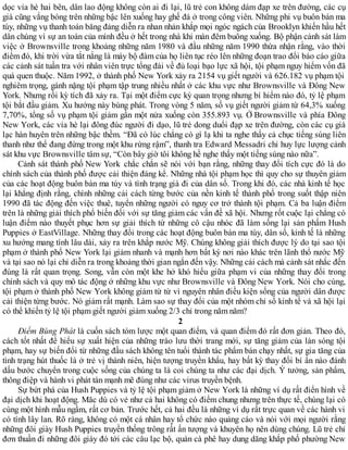 dọc vỉa hè hai bên, dân lao động không còn ai đi lại, lũ trẻ con không dám đạp xe trên đường, các cụ
già cũng vắng bóng trên những bậc lên xuống hay ghế đá ở trong công viên. Những phi vụ buôn bán ma
túy, những vụ thanh toán băng đảng diễn ra nhan nhản khắp mọi ngóc ngách của Brooklyn khiến hầu hết
dân chúng vì sự an toàn của mình đều ở hết trong nhà khi màn đêm buông xuống. Bộ phận cảnh sát làm
việc ở Brownsville trong khoảng những năm 1980 và đầu những năm 1990 thừa nhận rằng, vào thời
điểm đó, khi trời vừa tắt nắng là máy bộ đàm của họ liên tục réo lên những đoạn trao đổi báo cáo giữa
các cảnh sát tuần tra với nhân viên trực tổng đài về đủ loại bạo lực xã hội, tội phạm nguy hiểm vốn đã
quá quen thuộc. Năm 1992, ở thành phố New York xảy ra 2154 vụ giết người và 626.182 vụ phạm tội
nghiêm trọng, gánh nặng tội phạm tập trung nhiều nhất ở các khu vực như Brownsville và Đông New
York. Nhưng rồi kỳ tích đã xảy ra. Tại một điểm cực kỳ quan trọng nhưng bí hiểm nào đó, tỷ lệ phạm
tội bắt đầu giảm. Xu hướng này bùng phát. Trong vòng 5 năm, số vụ giết người giảm từ 64,3% xuống
7,70%, tổng số vụ phạm tội giảm gần một nửa xuống còn 355.893 vụ. Ở Brownsville và phía Đông
New York, các vỉa hè lại đông đúc người đi dạo, lũ trẻ dong duổi đạp xe trên đường, còn các cụ già
lạc hàn huyên trên những bậc thềm. “Đã có lúc chẳng có gì lạ khi ta nghe thấy cả chục tiếng súng liên
thanh như thể đang đứng trong một khu rừng rậm”, thanh tra Edward Messadri chỉ huy lực lượng cảnh
sát khu vực Brownsville tâm sự, “Còn bây giờ tôi không hề nghe thấy một tiếng súng nào nữa”.
Cảnh sát thành phố New York chắc chắn sẽ nói với bạn rằng, những thay đổi tích cực đó là do
chính sách của thành phố được cải thiện đáng kể. Những nhà tội phạm học thì quy cho sự thuyên giảm
của các hoạt động buôn bán ma túy và tình trạng già đi của dân số. Trong khi đó, các nhà kinh tế học
lại khẳng định rằng, chính những cải cách từng bước của nền kinh tế thành phố trong suốt thập niên
1990 đã tác động đến việc thuê, tuyển những người có nguy cơ trở thành tội phạm. Cả ba luận điểm
trên là những giải thích phổ biến đối với sự tăng giảm các vấn đề xã hội. Nhưng rốt cuộc lại chẳng có
luận điểm nào thuyết phục hơn sự giải thích từ những cô cậu nhóc đã làm sống lại sản phẩm Hush
Puppies ở EastVillage. Những thay đổi trong các hoạt động buôn bán ma túy, dân số, kinh tế là những
xu hướng mang tính lâu dài, xảy ra trên khắp nước Mỹ. Chúng không giải thích được lý do tại sao tội
phạm ở thành phố New York lại giảm nhanh và mạnh hơn bất kỳ nơi nào khác trên lãnh thổ nước Mỹ
và tại sao nó lại chỉ diễn ra trong khoảng thời gian ngắn đến vậy. Những cải cách mà cảnh sát nhắc đến
đúng là rất quan trọng. Song, vẫn còn một khe hở khó hiểu giữa phạm vi của những thay đổi trong
chính sách và quy mô tác động ở những khu vực như Brownsville và Đông New York. Nói cho cùng,
tội phạm ở thành phố New York không giảm từ từ vì nguyên nhân điều kiện sống của người dân được
cải thiện từng bước. Nó giảm rất mạnh. Làm sao sự thay đổi của một nhóm chỉ số kinh tế và xã hội lại
có thể khiến tỷ lệ tội phạm giết người giảm xuống 2/3 chỉ trong năm năm?
2
Điểm Bùng Phát là cuốn sách tóm lược một quan điểm, và quan điểm đó rất đơn giản. Theo đó,
cách tốt nhất để hiểu sự xuất hiện của những trào lưu thời trang mới, sự tăng giảm của làn sóng tội
phạm, hay sự biến đổi từ những đầu sách không tên tuổi thành tác phẩm bán chạy nhất, sự gia tăng của
tình trạng hút thuốc lá ở trẻ vị thành niên, hiện tượng truyền khẩu, hay bất kỳ thay đổi bí ẩn nào đánh
dấu bước chuyển trong cuộc sống của chúng ta là coi chúng ta như các đại dịch. Ý tưởng, sản phẩm,
thông điệp và hành vi phát tán mạnh mẽ đúng như các virus truyền bệnh.
Sự bứt phá của Hush Puppies và tỷ lệ tội phạm giảm ở New York là những ví dụ rất điển hình về
đại dịch khi hoạt động. Măc dù có vẻ như cả hai không có điểm chung nhưng trên thực tế, chúng lại có
cùng một hình mẫu ngầm, rất cơ bản. Trước hết, cả hai đều là những ví dụ rất trực quan về các hành vi
có tính lây lan. Rõ ràng, không có một cá nhân hay tổ chức nào quảng cáo và nói với mọi người rằng
những đôi giày Hush Puppies truyền thống trông rất ấn tượng và khuyên họ nên dùng chúng. Lũ trẻ chỉ
đơn thuần đi những đôi giày đó tới các câu lạc bộ, quán cà phê hay dung dăng khắp phố phường New
 