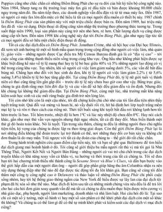 Puppies cũng như chắc chắn có những Điểm Bùng Phát cho sự ra đời của bất kỳ tiến bộ công nghệ nào.
Năm 1984, Sharp tung ra thị trường loại máy fax giá rẻ đầu tiên và bán được khoảng 80.000 chiếc
ngay trong năm đó. Ba năm tiếp theo, các doanh nghiệp vẫn đều đặn và từ từ mua máy fax. Đến 1987,
số người có máy fax lớn đến mức có thể hiểu là tất cả mọi người đều muốn có thiết bị này. 1987 chính
là Điểm Bùng Phát của sản phẩm này với một triệu chiếc được bán ra. Đến năm 1989, hai triệu máy
fax đã đi vào sử dụng. Điện thoại di động cũng xâm nhập thị trường theo phương thức tương tự. Trong
suốt thập niên 1990, loại sản phẩm này càng trờ nên nhỏ hơn, rẻ hơn. Chất lượng dịch vụ cũng được
nâng cấp tốt hơn. Đến năm 1998 khi công nghệ này đạt tới Điểm Bùng Phát, gần như ngay lập tức tất
cả mọi người đều sở hữu một chiếc điện thoại di động.
Tất cả các đại dịch đều có Điểm Bùng Phát. Jonathan Crime, nhà xã hội học của Đại học Illinois,
đã xem xét ảnh hưởng từ một số hình mẫu quan trọng trong cộng đồng như người có việc làm, nhà quản
lý, giáo viên – những người được Cục điều tra Mỹ Census Bureau đánh giá là có “địa vị cao” – tới
cuộc sống của những thanh thiếu niên sống trong cùng khu vực. Ông hầu như không phát hiện được sự
khác biệt đáng kể nào về tỷ lệ mang thai hay tỷ lệ bỏ học giữa 40% và 5% những người lao động có vị
thế trong cùng khu vực. Tuy nhiên, khi số người có việc làm giảm xuống dưới 5%, các vấn đề bắt đầu
bùng nổ. Chẳng hạn như đối với học sinh da đen, khi tỷ lệ người có việc làm giảm 2,2% ( từ 5,6%
xuống 3,4%) khiến tỷ lệ bỏ học tăng gấp đôi. Tại cùng Điểm Bùng Phát đó, tỷ lệ nữ giới tuổi vị thành
niên có thai cũng tăng lên gần gấp đôi – trước đó tỷ lệ này chưa bao giờ cao như vậy. Bằng trực giác,
chúng ta giả định rằng mọi liên đới địa lý và các vấn đề xã hội đều giảm đều và ổn định. Nhưng đôi
khi chúng lại không thể giảm đều đặn. Tại Điểm Bùng Phát, cùng một lúc, nhà trường mất khả năng
kiểm soát học sinh và các mối ràng buộc gia đình trở nên lỏng lẻo.
Tôi còn nhớ khi còn là một cậu nhóc, tôi đã chứng kiến chú chó nhỏ của tôi lần đầu tiên nhìn thấy
tuyết trắng toát. Quá đỗi vui mừng và hoan hỉ, nó vẫy đuôi rối rít, hít hà đánh hơi lớp tuyết trắng mềm
mại kỳ lạ và rên rỉ theo cách của riêng nó. Thời tiết buổi sáng khi tuyết bắt đầu rơi không lạnh hơn tối
hôm trước là bao. Tối hôm trước, nhiệt độ là hơn 1oC và lúc này nhiệt độ chưa đến 0oC. Hay nói cách
khác, gần như mọi thứ vẫn vẹn nguyên nhưng thật ngạc nhiên, tất cả đã thay đổi. Mưa biến thành một
thứ gì đó hoàn toàn khác. Nó lá tuyết. Tận trong sâu thẳm, chúng ta đều là những người theo chủ nghĩa
tiệm tiến, kỳ vọng của chúng ta được lập ra theo từng giai đoạn. Còn thế giới Điểm Bùng Phát lại là
nơi những điều không thể đoán trước lại trở thành có thể, nơi những thay đổi cơ bản xảy ra không chỉ
đơn thuần là do may mắn. Trái ngược với tất cả dự đoán của chúng ta – thế giới đó rất chắc chắn.
Trong hành trình nghiên cứu quan điểm cấp tiến này, tôi và bạn sẽ ghé qua Baltimore để tìm hiểu
đại dịch giang mai hoành hành ở đó. Tôi cũng sẽ giới thiệu ba mẫu người rất thú vị mà tôi gọi là Nhà
Thông Thái, Người Kết Nối và Người Bán Hàng – những người có vai trò chủ chốt trong các đại dịch
truyền khẩu có khả năng xoay vần cả khẩu vị, xu hướng và thời trang của tất cả chúng ta. Tôi sẽ đưa
bạn tới hai chương trình thiếu nhi thành công là Sesame Street và Blue’s Clues, và dẫn bạn bước vào
thế giới hấp dẫn của một người đàn ông – người đã góp phần giúp hãng thu âm Columbia nhận ra nên
xây dựng thông điệp như thế nào để đạt được tác động tối đa lên khán giả. Bạn cũng sẽ cùng tôi đến
thăm một công ty công nghệ cao ở Delawere và thảo luận về những Điểm Bùng Phát chi phối cuộc
sống nhóm, hay tới hệ thống giao thông ngầm của New York để hiểu được sự lây lan của đại dịch tội
phạm đã bị xóa sổ như thế nào. Mục đích đi kèm sau tất cả những minh chứng vừa nêu đều là để trả lời
cho hai câu hỏi đơn giản xoay quanh vấn đề mà tất cả chúng ta đều muốn thực hiện được trên cương vị
nhà giáo dục, phụ huynh, người làm marketing, doanh nhân và nhà làm luật. Hai câu hỏi đó là: Tại sao
chỉ có một số ý tưởng, một số hành vi hay một số sản phẩm có thể khởi phát đại dịch còn một số khác
thì không? Và chúng ta có thể làm gì để có thể tự mình khởi phát và kiểm soát các đại dịch vì mục đích
riêng?
 