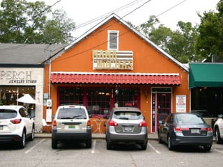Mama Mocha’s Coffee Emporium rests between the Amsterdam
Café and Perch Jewelry store in Auburn, Alabama.
 
