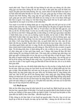 Dinh Dưỡng Học Bị Thất Truyền | 62
mạch phát sinh. Thực tế cho thấy dù bạn không bị mỡ máu cao nhƣng chỉ cần chức
năng gan của bạn kém, không đủ sức để sản sinh ra đội quân làm sạch thì bệnh tim
mạch vẫn phát sinh nhƣ bình thƣờng. Do vậy, muốn chữa tri triệt để bệnh tim mạch và
tai biến nhất thiết phải bắt đầu từ việc bảo vệ lá gan, giúp gan duy trì đƣợc chức năng
chuyển hóa bình thƣờng. Hãy cung cấp cho gan dƣỡng chất để sản sinh ra đội làm
sạch, giúp gan sản sinh ra nhiều chất đánh tan các mảng xơ vữa và lại đƣợc chính gan
đào thải ra ngoài. Các mảng xơ vữa bám trong lòng mạch liên tục bị quét sạch, cuối
cùng bệnh lý tim mạch và tai biến có thể chữa khỏi.
Tim mạch và tai biến là những bệnh gây tử vong hàng đầu trên thế giới mà lại có thể
chữa trị đơn giản nhƣ vậy. Cống hiến của dinh dƣỡng học đã giúp con ngƣời làm đƣợc
những điều tƣởng nhƣ không thể. Một cụ 70 tuổi đƣợc con dâu đƣa đến gặp tôi, con
dâu cụ rất tốt, rất hiếu thuận. Cả hai mẹ con đều trong tình trạng mệt mỏi, lo lắng bất
an, khi hỏi ra mới biết 3 tháng gần đây cả nhà chẳng ai có thể ngủ ngon đƣợc một đêm
vì bệnh thiếu máu cơ tim của cụ thƣờng xuyên tái phát, mà lại toàn về đêm. Mỗi lần
phát bệnh là phải nhập viện ngay lập tức. Việc này khiến cả nhà ăn không ngon, ngủ
không yên, mệt mỏi, điêu đứng. Lúc này mọi ngƣời mới thấy đƣợc tầm quan trọng của
sức khỏe. Cuối cùng không chịu đƣợc nữa, cụ quyết định nằm lại viện, mặc dù vậy
bệnh vẫn liên tục tái phát. Ngƣời nhà vì thế mà lại phải túc trực trong viện, vừa đi làm,
vừa chăm ngƣời bệnh, mệt mỏi vô cùng. Do đó, yêu thƣơng bản thân, chăm lo cho sức
khỏe chính mình là trách nhiệm của mỗi chúng ta. Nhƣ thế là tốt cho cả mình và ngƣời
thân. Tôi đã dùng kiến thức về dinh dƣỡng đề tƣ vấn và điều trị cho cụ, sau khi củng
cố chức năng gan và làm sạch lòng mạch, sau 3 tháng, tình trạng đã thay đổi theo
chiều hƣớng tốt, tim không bị thiếu máu. Vốn trƣớc đây cụ không ngủ nằm đƣợc mà
phải ngủ ngồi và không dám cởi áo, bây giờ cụ có thể ngủ nằm và ngủ rất ngon. Trƣớc
đây phải có ngƣời trông bên cạnh, không đi xuống cầu thang đƣợc, vậy mà bây giờ có
thể tự đi bộ xuống cầu thang đi dạo công viên. Cụ giờ đã có thể đi chợ mua đồ về nấu
cơm cho cả nhà vì mọi ngƣời trong gia đình đều đi làm rất bận rộn, chỉ có cụ là nhiều
thời gian nhất.
Sau khi mỡ máu lên cao, rất nhiều bệnh nhân theo tƣ vấn của bác sĩ uống thuốc tây để
hạ mỡ máu. Hiện nay trong các loại thuốc hạ mỡ máu đều có thành phần gây hại cho
gan và thận. Nhƣ đã phân tích, mỡ máu cao là do gan có vấn đề, để giảm mỡ máu, lại
dùng thuốc tây tăng gánh nặng cho gan, điều này rất không hợp lý, cũng không nên
chút nào. Bởi lẽ khi gan đã bị tổn thƣơng thêm, chức năng gan cũng không những
không cải thiện hơn mà còn ngày một kém đi. Khi ngƣời bệnh dừng không uống thuốc
nữa, mỡ máu có khi còn lên cao hơn trƣớc lúc dùng thuốc. Nhƣ thế thì việc uống thuốc
giảm mỡ máu chẳng có ý nghĩa gì cả. Cần phải hiểu một điều, mỡ máu cao là một biểu
hiện của rối loại chuyển hóa chất béo gan.
b.2. Huyết áp cao
Một sát thủ thầm lặng trong hệ tuần hoàn đó là cao huyết áp. Bệnh huyết áp cao chia
làm hai loại, nguyên phát và thứ phát. Cao huyết áp nguyên phát là đơn thuần do huyết
áp lên cao, không có liên quan gì đến các bệnh lý khác. Cao huyết áp thứ phát có liên
quan đến các bệnh lý nhƣ viêm thận... dẫn đến huyết áp cao.
Ở đây chúng ta chỉ thảo luận về cao huyết áp nguyên phát. Cho dù y học có nói cao
huyết áp có thể do di truyền, ăn mặn, áp lực tinh thần... nhƣng cho dù thế nào đi nữa,
 