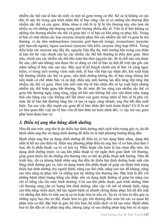 Dinh Dưỡng Học Bị Thất Truyền | 87
nhiễm sắc thể của tế bào tái sinh và một số gene trong cơ thể. Kể cả là không có các
độc tố này thì trong quá trình nhân đôi tế bào cũng vẫn sẽ có những tổn thƣơng đến
nhiễm sắc thể và các gene. Khác nhau ở chỗ là tỷ lệ bị tổn thƣơng này nhỏ hơn rất
nhiều so với những tổn thƣơng trong môi trƣờng nhiều độc tố. Vốn là tế bào không sợ
những tổn thƣơng nhiễm sắc thể và gene bởi vì tế bào có khả năng tự phục hồi. Trong
tế bào có một nhóm các loại enzyme chuyên phục hồi các nhiễm sắc thể và gene bị tổn
thƣơng, ví dụ nhƣ endonuclease (enzyme giới hạn-cắt trong), exonuclease (enzyme
giới hạn-cắt ngoài), ligase nuclease (enzyme liên kết), enzyme tổng hợp DNA. Trong
điều kiện các enzyme này đầy đủ, nguyên liệu đầy đủ, môi trƣờng bên trong của nhân
tế bào tốt thì việc chỉnh sửa lại các nhiễm sắc thể bất thƣờng là điều đơn giản. Hơn
nữa, chỉnh sửa các nhiễm sắc thể đều tuân thủ theo nguyên tắc, đó là chỗ nào sửa đƣợc
thì sửa, chỗ nào không sửa đƣợc thì sẽ dùng cơ chế tế bào tự diệt để triệt tận gốc các
mầm mống tế bào xấu sau này. Đây quả là kế hoạch chỉnh sửa tế bào vô cùng nguy
hiểm, vì trong môi trƣờng viêm mãn tính, tế bào vẫn tiếp tục nhân đôi, khi xuất hiện
bất thƣờng nhiễm sắc thể và gene, nếu dinh dƣỡng không đủ, tế bào cùng không thể
tiến hành cơ chế nhân bào và tự diệt, điều này ảnh hƣởng lan đến từng lớp từng lớp
nhiễm sắc thể và gene. Hơn nữa mỗi một lớp tế bào nhân đôi sẽ lại xuất hiện những
nhiễm sắc thể hoặc gene bất thƣờng. Do đó mức độ lan rộng của nhiễm sắc thể và
gene bất thƣờng ngày càng rộng, rộng tới khi nào không thể cứu vãn đƣợc nữa, trạng
thái cân bằng của việc khống chế lẫn nhau của gene trong nhân tế bào sẽ bị phá vỡ,
mức độ tế bào bất thƣờng tăng lên và lan ra ngày càng nhanh, ung thƣ bắt đầu xuất
hiện. Tại sao việc đẩy mạnh các gene để tế bào nhân đôi luôn hoàn thiện? Có lẽ là nó
có liên quan đến việc do tế bào vốn dĩ bản thân nó luôn nhân đôi, vì vậy mà các gene
phải luôn đƣợc bảo vệ.
3. Điều trị ung thư bằng dinh dưỡng
Nhƣ đã nêu trên, ung thƣ là do thiếu hụt dinh dƣỡng một cách trầm trọng gây ra, do đó
bệnh nhân ung thƣ sử dụng dinh dƣỡng để điều trị là một phƣơng hƣớng đúng đắn.
Bệnh nhân ung thƣ sử dụng dinh dƣỡng để điều trị có hai dạng khác nhau, dạng thứ
nhất là hỗ trợ cho điều trị. Hiện nay phƣơng pháp điều trị ung thƣ về cơ bản chia làm 3
loại, đó là phẫu thuật, xạ trị và hóa trị. Phẫu thuật vẫn luôn là lựa chọn đầu tiên. Sử
dụng dinh dƣỡng trƣớc và sau khi phẫu thuật sẽ rút ngắn thời gian lành vết thƣơng,
giúp giảm thiểu tối đa những tổn thƣơng cho cơ thể do phẫu thuật ảnh hƣởng. Nhƣ đã
trình bày, tất cả nhƣng bệnh nhân ung thƣ đều do thiếu hụt dinh dƣỡng hoặc mất cân
bằng dinh dƣởng gây ra, nếu sử dụng trƣớc khi phẫu thuật sẽ giúp cải thiện tình trạng
thiếu hụt dinh dƣỡng cho ngƣời bệnh, nâng cao thể chất, nâng cao sức đề kháng, nâng
cao khả năng tự phục hồi và chống trọi lại những tổn thƣơng sâu. Đặc biệt là đối với
những bệnh nhân lƣợng hồng cầu thấp, nếu sử dụng dinh dƣỡng sẽ giúp họ nâng cao
chỉ số hồng cầu lên mức bình thƣờng. Còn sau khi phẫu thuật, quá trình dƣỡng lành
vết thƣơng càng cần có lƣợng lớn dinh dƣỡng, nhƣ vậy vết mổ sẽ nhanh lành, nâng
cao khả năng miễn dịch, thể lực ngƣời bệnh sẽ nhanh chóng đƣợc phục hồi để đối mặt
với những đợt điều trị tiếp sau là xạ trị hoặc hóa trị nếu có. Xạ trị và hóa trị đều gây ra
những nguy hại cho cơ thể, thuốc hóa trị gây tổn thƣơng đến toàn bộ các cơ quan bộ
phận trên cơ thể, đặc biệt là gan, hệ tiêu hóa, hệ miễn dịch và hệ tạo máu. Bệnh nhân
hóa trị lần đầu sẽ có phản ứng nhẹ, nhƣng càng về sau những phản ứng hóa trị sẽ ngày
 