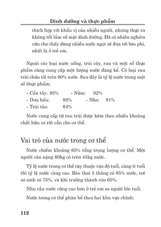 Trư ng ð i h c Nông nghi p 1 - Giáo trình B o qu n nông s n --------------------------------------------- 105
Bao bì th y tinh như chai, l ... có th ch a ñ ng h u h t các d ng khác nhau c a th c ph m
như th c ph m d ng l ng (nư c, d u, bia, s a tươi),d ng s t như bơ, s a ñ c, Cũng có th ñ ng
th c ph m d ng b t và h t như mu i, g o, ñ u, tinh b t, chè, cà phê, b t ng t trong chai l thu
tinh. Khi dùng bao bì th y tinh ph i chú ý ñ n n p nút c a chai l . Chúng c n kín (nút mài n u
nút cũng b ng thu tinh) và có l p ñ m lót ñ tránh s va ñ p, ñ v .
d) Kim lo i
Bao bì kim lo i có ưu ñi m l n là không th m nư c, hơi, d u m , không cho không khí, vi
sinh v t, côn trùng thâm nh p, ngăn c n ñư c tia c c tím.
Như c ñi m c a lo i bao bì là d b r (do oxy và nư c), không th y rõ th c ph m bên
trong và ph n ng v i s n ph m (nh t là s n ph m d ng s t và l ng). ð kh c ph c như c ñi m
l n này c n ph i m tráng kim lo i b ng m t l p vecni hay ch t d o. Bao bì kim lo i thư ng
ñư c dùng làm v ñ h p th t cá, rau qu , n m, s a... ñ ñ ng chè, thu c lá, ñư ng s a b t.
Bao bì kim lo i d ng lá m ng như lá nhôm dùng ñ bao gói các lo i bánh k o nhi u ch t
béo (bơ) ho c m t s lo i thu c lá, chè.
e) Cellophane
Xelophan không ph i là ch t d o nhưng l i là màng m ng, trong su t gi ng ch t d o, chi u
dày c a màng kho ng 26µm ñư c s n xu t t Cellulose th c v t. So v i các lo i bao bì khác,
màng Celophane thư ng ñư c dùng ñ bao gói h p ñ ng bánh k o, thu c lá, chè ho c các lo i
th c ph m ch a ch t thơm khác.
B ng 3.7. ð c tính c a các m t s lo i Celophane
Lo i xelophan ð c tính
Th m hơi và nư c
g/m2
trong 24h
PT Không màu, không sơn, không vecni,
không ch u nhi t
400 – 500
MST- BB B n v ng dư i tác ñ ng c a môi trư ng.
Không màu, vecni c hai m t ch u nhi t
15 - 20
MSC – BB - ** - 15 – 20
MSAT - ** - 15 – 20
LSAT - ** - 150 – 200
f) B o qu n qu tươi b ng Chitozan (C6H13NO5)
Chitin có trong c u trúc t nhiên c a v tôm, mai cua,…Chitin sau khi tách chi t ñư c
deacetyl hóa v i ki m (ho c ñư c enzim hóa b ng m t s ch ng enzim ñ c bi t) s cho
chitozan. Chitosan là m t polyme sinh h c có ho t tính cao, ña d ng, d hòa h p v i cơ th sinh
h c, có tính kháng n m và kh năng t phân h y; khi t o thành màng m ng có tính bán th m,
ch ng n m…nên ñư c ng d ng trong nhi u lĩnh v c kinh t , kĩ thu t khác nhau như y h c
(dùng ñ ch a b ng, chăm sóc v t thương…), công nghi p d t, gi y, m ph m, b o v môi
trư ng,... Trong công ngh b o qu n rau qu tươi, nhi u tác gi ñã thành công trong vi c s
d ng chitozan ñ b o qu n dưa chu t, dâu tây, h tiêu, cà chua… như Ahmed EL. Joseph và
Alans ð i h c Quebec (Canada), các tác gi ð i h c T ng h p Tech dat (Hoa Kỳ),...
Trong th c t , chitozan thư ng ñư c ch bi n d ng b t ho c v y m n. Trong môi trư ng
thích h p, chitozan s hoà tan, t o ra dung d ch có ñ nh t, ñ dính cao, có kh năng ñông t a
các h t vô cơ cũng như các thành ph n h u cơ khác. Tùy theo các nhu c u riêng, ngư i ta t o ra
các d n xu t khác nhau c a chitozan mà chúng có kh năng t o ra các màng m ng trong su t,
b n v ng, có tính bán th m, tính kháng n m, vô h i v i ngư i và môi trư ng.
S d ng chitozan ñ b o qu n m t s lo i qu tươi.
 