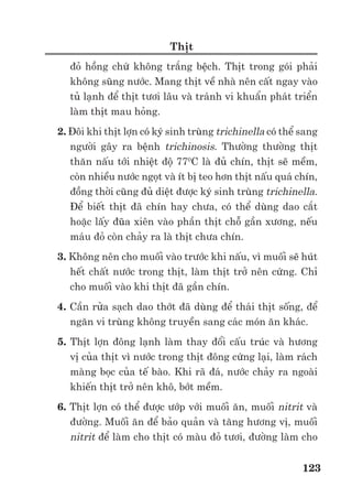 Trư ng ð i h c Nông nghi p 1 - Giáo trình B o qu n nông s n --------------------------------------------- 116
ngày). Kho này có th nh và làm b ng các v t li u s n có ñ a phương. H t ch a trong kho r t
d b phá ho i b i gia súc và mưa n ng nên sàn kho thư ng ñư c làm cao hơn m t ñ t m t
kho ng nh t ñ nh. V i kho b o qu n t m t i các nhà ga, ñ u m i giao thông, dung tích ch a có
th l n nhưng không c n thi t ph i quá kiên c .
Hình 3.8. M t s d ng kho b o qu n t m ngoài ñ ng
* Kho b o qu n d tr
Là nh ng kho l n, kiên c , th i gian t n tr dài (vài tháng ñ n vài năm), ñư c cơ gi i hoá
và áp d ng các phương pháp b o qu n hi n ñ i nên nh ng hư h i có th x y ra trong quá trình
b o qu n thư ng ñư c h n ch t i m c th p nh t . Kho ch a h t thu c ngành d tr qu c gia,
kho gi ng, kho nhà máy xay, ho c kho ch a c ng có công su t nh p, xu t h t cao thu c lo i
này.
4.2. Theo ñ cao ch a h t
* Kho b o qu n theo chi u r ng
Là kho mà chi u cao ch a h t nh hơn chi u r ng c a kho. Kho b o qu n theo chi u r ng
l i chia làm ra nhi u lo i: kho b o qu n th công, n a cơ gi i và cơ gi i hoàn toàn. Lo i kho
này có s phân b nhi t m trong kho không ñ ng ñ u, khó cơ gi i hoá và chi m nhi u di n tích
m t b ng.
 